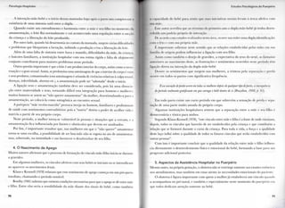 P s i c o l o g i a H o s p i t a l a r
A interação mãe-bebê c o início dessas m a m a d a s logo após o p a i to nos compre ivaiH I
existência de u m a s i n t o n i a sutil entre a d u p l a .
Q u a n d o existe u m e n t e n d i m e n t o e h a r m o n i a entre a mãe o seu f i l h o no m o m e n t o 'la
amamentação, o leite flui n o r m a l m e n t e e v a i acontecendo u m a regulação entre a sui çau
d a criança e a liberação d o leite p r o d u z i d o .
Por o u t r o lado, q u a n d o há desarmonia no contato d a m a m a d a , surgem várias d i f i c u l d a d e
e p r o b l e m a s q u e b l o q u e i a m a lactação, i n i b i n d o a produção e/ou a liberação d o leite
A l é m de u m a falta de s i n t o n i a entre b o c a e m a m i l o , d i f i c u l d a d e s d a mãe, d a criança,
e boicotes f a m i l i a r e s , a instituição h o s p i t a l a r c o m sua r o t i n a rígida e falta de a l o j a m ,
c o n j u n t o c o n t r i b u e m p a r a maiores p r o b l e m a s nesse período.
O u t r a questão i m p o r t a n t e é que o leite é u m p r o d u t o i n t e r i o r do corpo, assim c o m o a mens-
truação e o gozo sexual. Assim, se p r e d o m i n a u m a autoimagem de que o interior do corpo é ruim
e seus produtos, contaminados (essa autoimagem é o r i u n d a de vivências relativas à culpa sexual,
doenças, infertilidade, abortos etc), a amamentação pode ser "sabotada" desde o início.
A ligação sexo e amamentação t a m b é m deve ser considerada, pois há u m a dissocia
ção entre m a t e r n i d a d e e sexo, t o r n a n d o difícil esta integração p a r a h o m e n s e mulheres;
m u i t o s h o m e n s se u n e m ao " n ã o q u e r e r a m a m e n t a r " d a m u l h e r , d e s e s t i m u l a n d o - a p a r a a
amamentação, ao colocá-la c o m o antagónica ao e n c o n t r o sexual.
A puérpera " m ã e recém-nascida" p r o v o c a inveja n o h o m e m , f a m i l i a r e s e profissionais
de saúde c o m sentimentos contraditórios: pois a " n u t r i z " detém o p o d e r de a c o l h e r v i d a e
n u t r i - l a a p a r t i r de seu próprio c o r p o .
Neste período, a m u l h e r torna-se vulnerável às pessoas e situações q u e a c e r c a m , e a
amamentação fica i n f l u e n c i a d a p o r fatores e obstáculos q u e d e v e m ser analisados.
Por fim, é i m p o r t a n t e ressaltar q u e , nas m u l h e r e s e m q u e o " n ã o q u e r e r " a m a m e n t a r
torna-se u m a escolha, a possibilidade de ser b o a mãe não se esgota n o ato de a m a m e n t a r ,
m a s , s o b r e t u d o , n a i n t i m i d a d e e e m favorecer o d e s a b r o c h a r de seu filho.
4. O N a s c i m e n t o d e A p e g o
M u i t o s autores a f i r m a m que o processo de formação d o vínculo mãe-filho inicia-se d u r a n t e
a gravidez.
E m a l g u m a s m u l h e r e s , os vínculos afetivos c o m seus bebés se i n i c i a m o u se i n t e n s i f i c a m
ao aparecer os m o v i m e n t o s fetais.
K l a u s e K e n n e l l (1978) r e l a t a m q u e esse s e n t i m e n t o de apego começa e m u m pós-parto
i m e d i a t o , c h a m a n d o - o período sensível.
B o w l b y (1981) salienta que existem condições necessárias p a r a que o apego se dê entre mãe
e filho. E n t r e elas seria a sensibilidade d a m ã e d i a n t e dos sinais d o bebê, c o m o também
7 0
1 s t I I , l o s 1'sll l l l t l l j l l o s d o P i l e i p e i l o
a i apaeidade d o bebé para scnlii q u e suas i n i c i a l i v a s sociais l e v a m a troca afetiva c o m
s u a mãe.
Esse autor acredita que ao tél mi lo p r i m e i r o a n o a d u p l a mãe-bebê já tenha desen-
v o l v i d o u m padrão próprio de interação.
De a c o r d o c o m estudos realizados nesta área, o c o r r e nas mães u m a d u p l a identificação:
i u n i o feto e c o m sua própria mãe.
1, i m p o r t a n t e salientar neste sentido q u e as relações estabelecidas pelas mães c m sua
família dc o r i g e m p o d e m i n f l u e n c i a r a ligação c o m seu filho.
A s s i m c o m o também o desejo de gravidez, a e x p e c t a t i v a d o sexo d o nené, as fantasias
anteriores ao n a s c i m e n t o deste, as frustrações e sentimentos o c o r r i d o s neste período leni
ligação d i r e t a n a interação d a d u p l a mãe-bebê.
D e n t r e os s e n t i m e n t o s q u e s u r g e m nas m u l h e r e s , a tristeza p e l a separação c p e r d a
o c o r r e e m todos os p a r t o s c o m s i g n i f i c a t i v a frequência.
Essa sensação de perda ocorre em todas as mulheres depois de qualquer tipo deparlo, a consequência
do período realmente gratificante em que carrega o bebê dentro de si (Brazelton, 1988, />. 95).
E m t o d o p a r t o existe u m c u r t o período e m q u e sobrevêm a sensação de p e r d a e sepa-
ração de u m a p a r t e m u i t o a m a d a d o próprio c o r p o .
A l g u m a s instituições h o s p i t a l a r e s s e n t e m q u e a separação entre a m ã e e seu f i l h o é
desnecessária e tóxica p a r a a m b o s .
Segundo K l a u s - K e n n e l l (1978), "este vínculo entre mãe e filho é a fonte de onde e m a n a m ,
depois, todos os vínculos que haverão de ser estabelecidos pela criança e que constituem a
relação que se formará d u r a n t e o curso d a criança. Para toda a v i d a , a força e a qualidade
deste laço i n f l u i sobre a qualidade de todos os futuros vínculos que serão estabelecidos c o m
outras pessoas".
C o m isso é i m p o r t a n t e c o n c l u i r q u e a q u a l i d a d e d a relação entre m ã e e filho i n f l u e n -
cia d i r e t a m e n t e o d e s e n v o l v i m e n t o físico e e m o c i o n a l d o bebê, f o r m a n d o a base para u n i
progresso a d i c i o n a l posterior.
5. A s p e c t o s da Assistência Hospitalar no P u e r p é r i o
M e s m o antes, n a própria gestação, o obstetra não se restringe somente aos exames rotineiros
nos a t e n d i m e n t o s , m a s t a m b é m e m estar atento às necessidades e m o c i o n a i s d o paciente,
O obstetra é figura i m p o r t a n t e c o m q u e m a m u l h e r j á estabeleceu u m vínculo quando
a a c o m p a n h o u n o pré-natal, e t a m b é m e especialmente neste m o m e n t o d o puerpério e m
que todos d e d i c a m atenção somente ao bebê.
 