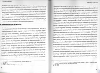 Psicologia Hoipltalai
na realidade institucional.. [formação académica do psicólogo ifalha cm rtlaçâo aos mbsídios teóricos ata
possam embasá-lo na prática institucional. Essa formação académica, sedimentada em outros modelos de
atuação, não provê o instrumental teórico necessário para uma atuação nessa realidade. K praticamente
prevendo uma m u d a n ç a nesse quadro, o mesmo texto coloca que apenas recentemente a
prática institucional mereceu preocupação dos responsáveis pelos programas académicos
em Psicologia.2 E dentro dessa perspectiva que se abre ao psicólogo no contexto hospitalar
que iremos tecer nossas reflexões na busca de u m melhor dimensionamento dessa prática.
É na fé inquebrantável que o psicólogo adquire cada vez com mais nitidez u m espaço no
hospital a partir de sua compreensão da condição humana. Iremos caminhar por trilhas
e caminhos que nos conduzirão a novos horizontes profissionais.
A Despersonalização do Paciente
Ao ser hospitalizado, o paciente sofre um processo de total despersonalização. Deixa de ter
o seu próprio nome e passa a ser um número de leito ou então alguém portador de uma de-
terminada patologia. O estigma de doente - paciente até mesmo no sentido de sua própria
passividade perante os novos fatos e perspectivas existenciais - irá fazer com que exista a
necessidade premente de uma total reformulação até mesmo de seus valores e conceitos de
homem, mundo e relação interpessoal em suas formas conhecidas. Deixa de ter significado
próprio para significar a partir de diagnósticos realizados sobre sua patologia. Berscheid e
Walster3 destacam que fundamentalmente quando dizemos que sabemos qual a atitude de uma pessoa,
queremos dizer que temos alguns dados, a partir do comportamento passado da pessoa, que nos permitem pre-
dizer seu comportamento em determinadas situações* Tal afirmação, utilizada para embasar muitos
princípios teóricos em psicologia, perde sua força e autenticidade ao ser confrontada com o
comportamento de uma determinada pessoa em uma situação de hospitalização. Embora sem
querer negar que o passado de uma determinada pessoa irá influir não apenas em sua conduta
como até mesmo em sua recuperação física, ainda assim n ã o cometemos erro ao afirmar que
a situação de hospitalização será algo único como vivência, não havendo a possibilidade de
previsão anterior à sua própria ocorrência. Goffman5 coloca que o estigma é um sinal, um
signo utilizado pela sociedade para discriminar os indivíduos portadores de determinadas
2 - Berscheid, E . ; Walster, E . H . Atração Interpessoal. S ã o Paulo: Bliicher, 1973.
3 - Ibid. Op. cit.
4 - Idem, Op. cit..
5 - Goffman, E . Estigma. R i o de Janeiro: Zahar, 1978.
( ) ( > | ( l ( | ( ) I H ) I ll)-.|>il,ll
Características. E o simples lalo (Ir se lotnai "hospitalizada" faz com que a pessoa adquira os
signos que irão cnquadia-la muna nova performance existencial, sendo que até mesmo seus
vínculos interpessoais passarão a existir a partir desse novo signo. Seu espaço vital não é mais
algo que dependa de seu processo de escolha. Seus hábitos anteriores terão de se transformar
diante da realidade da hospitalização e da doença. Se essa doença for algo que a envolva apenas
temporariamente, haverá a possibilidade de uma nova reestruturação existencial quando do
restabelecimento orgânico, fato que, ao contrário das doenças crónicas, implica necessariamente
uma total reestruturação vital. Sebastiani6 explica que "a pessoa deixa de ser oJosé ou Ana
etc. e passa a ser o '21A' ou o 'politraumatizado de leito 4', ou ainda 'a fratura de bacia de l>"
andar'".7 E, tentando aprofundar ainda mais tais colocações, afirma que "essa caracterísl ica,
que felizmente notamos em grande parte das rotinas hospitalares, tem contribuído muito para
ausentar a pessoa de seu processo de tratamento, exacerbando o papel de 'paciente'".8
A despersonalização do paciente deriva ainda da fragmentação ocorrida a partir dos
diagnósticos cada vez mais específicos que, além de n ã o abordarem a pessoa em sua um
plitude existencial, fazem com que apenas u m determinado sintoma exista naquela vida.
Apesar disso, assistimos cada vez mais ao surgimento de novas especialidades que reduzem
o espaço vital de uma determinada pessoa a u m mero determinismo das implicações de
certos diagnósticos, que trazem em seu bojo signos, estigmas e preconceitos. Tal carga de
abordagem e confrontos teórico-práticos faz da pessoa portadora de determinadas pato-
logias alguém que, além da própria patologia, necessitará de cuidados complementares
para livrar-se de tais estigmas e signos. A especialização clínica, na maioria das vezes, ao
aprofundar e segmentar o diagnóstico, deixa de levar em conta até mesmo as implicações
dessa patologia em outros órgãos e membros desse doente, que, embora possam n ã o apre-
sentar sinais evidentes de deterioração e comprometimento orgânico, estarão sujeitos a um
sem-número de alterações.
A situação de hospitalização passa a ser determinante de muitas situações que serão
consideradas invasivas e abusivas na medida em que n ã o se respeitam os limites e imposições
dessa pessoa hospitalizada. E, embora esteja vivendo u m total processo de despersonali-
zação, ainda assim algumas práticas são consideradas ainda mais agressivas pela maneira
como são conduzidas no âmbito hospitalar. Assim, será visto como invasivo o lalo de a
6 - Sebastiani, W . R . Atendimento Psicológico e Ortopedia. Psicologia Hospitalar. A Atuação do Psicólogo no Contexto
Hospitalar, Angerami, V . A . (org.). S ã o Paulo: Traço, 1984.
7 - Ibid. Op. cit.
8 - Ibid. Op. cit.
3
 