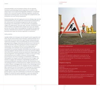 0
Veiligheid
verantwoordelijk is voor het beleid en beheer van de regionale
brandweer, geneeskundige hulp bij ongevallen en rampen, crisis-
beheersing en voor de gemeenschappelijke meldkamer. In Dordrecht
hebben we in 2007 aan een grote oefening meegedaan, waarbij ook
waarnemers aanwezig waren. Van hen kregen we complimenten over
de kwaliteit van onze interne draaiboeken.
Noemenswaardig is dat met ingang van 2007 de volledige regie van alle
werkzaamheden aan onze elektrische transportnetten plaatsvindt op
één centraal punt: het bedrijfsvoeringcentrum. Met alle schakel-
handelingen van medewerkers in het veld wordt nu meegekeken
volgens het zogenaamde ‘twee paar ogen’-principe. Gehaastheid in het
veld of werken in het donker levert minder risico op nu een tweede
persoon, die vanuit ‘ideale omstandigheden’ het gehele net goed kan
overzien, meedenkt bij het uitvoeren van bepaalde handelingen. De
komende jaren hopen we hiermee ongevallen te voorkomen.
Veilig werken
Jaarlijks hebben we te kampen met een beperkt aantal ongevallen met
letsel. Om dit aantal verder terug te brengen, implementeerden we in
2006 de BEI, een nieuw stelsel van regels rondom veilig werken aan
elektrische installaties. Toen we medewerkers de toets die aan BEI is
gekoppeld lieten afleggen, bleek bijna de helft die niet in één keer te
halen. We beseften toen dat je gedrag niet zomaar verandert door
medewerkers een middag te trainen en ze een stapel papier te
overhandigen. Het aanbieden van de trainingsstof leidt niet
automatisch tot succesvol handelen. We hebben toen de opzet van de
training aangepast. Dit keer hebben we samen met aannemer ENECO
Infra vooraf extra aandacht besteed aan praktische toepassingen. Doel
was de aangeboden stof toegankelijker te maken en niet op een hoog
abstractieniveau aan te bieden. Er kwamen vereenvoudigde
processchema’s over hoe te handelen en medewerkers oefenden in
rollenspellen om ‘de geest’ van de BEI tussen de oren te krijgen. Ook
werden de mappen met wetteksten toegankelijker gemaakt en de
verantwoordelijkheden duidelijker benoemd. Alle medewerkers maar
ook leidinggevenden en (onder)aannemers volgden opnieuw de cursus
en deden examen. Leidinggevenden werden er van doordrongen dat ze
medeverantwoordelijk zijn voor de veiligheid van hun medewerkers.
Meer aandacht voor het cultuuraspect en het gedrag van medewerkers
wierp zijn vruchten af: tussen de 85 en 90% van de medewerkers
slaagde tijdens de tweede implementatie in 2007 in één keer. Het
grootste gewin is dat meer medewerkers nu bewuster met veiligheid
omgaan. En hoewel het aantal ongelukken in 2007 niet daalde ten
opzichte van 2006, was de ernst van de ongevallen veel minder.
Jaarverslag2007
1
Veiligheid
5 x professionele groei
Veiligheid medewerkers
Het aantal ongevallen met verzuim kwam uit op 19. Het aantal
ongevallen zonder verzuim met een bezoek aan de dokter kwam uit op 5.
Het aantal ongevallen zonder verzuim met een bezoek aan de EHBO is
uitgekomen op 31.
De ernst van de ongevallen is afgenomen in 2007. Een van de
maatregelen om het aantal ongevallen te verminderen was een
herimplementatie van de BEI. In 2007 hebben 700 medewerkers
deelgenomen aan de BEI.
Veiligheid omgeving
In 2007 zijn er 2.375 fraudezakengeweest waarvan 1.295 met hennep-
kwekerijen.
Elektriciteitsfraude 2007: 44.335 MWh
Gasfraude 2007: 1.461.256 m3
Totaalbedrag aan opgestelde fraudenota’s: € 10 miljoen.
In 2007 zijn met 5 gemeenten convenanten gesloten. Er wordt intensief
samengewerkt tussen gemeentebestuur en politie om fraudegevallen
op te sporen en onveilige situaties te voorkomen.
 