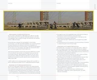 Investeringen
• Het leggen van een 10 kV-koppelkabel tussen onderstation Grindweg te
Rotterdam en het distributiestation aan de Hectorstraat.
• Het realiseren van een nieuw knooppuntstation in het kader van het
Centrumplan van de gemeente Veenendaal.
• Diverse netverzwaringen in Waddinxveen voor teruglevering via WKK-
installaties.
• De uitbreiding van de 13 kV-installatie in de wijk Sterrenburg in Dordrecht
in verband met grote nieuwe klantaanvragen.
Aanpassingen aan de hoogspanningsinfrastructuur
Om dezelfde reden - het transport van energie zeker stellen - hebben we
ook in de hoogspanningsinfrastructuur capaciteitsknelpunten opgelost:
• Het capaciteitsprobleem in het 150/5 kV-station Centrum Rotterdam door
het omzetten van de voeding van station Robert Fruinstraat (5/10 kV) op
station Benjamin Franklinstraat (150/5 kV).
• De uitbreiding van 5/10 kV-onderstation De Haak in Hoek van Holland
met twee nieuwe 10 kV-secties voor klantaansluitingen.
• De ombouw van het 5 kV-deel van hoofdverdeelstation Centrale in Den
Haag in verband met vergroting van de generatoren van E.ON.
• Opwaardering van de capaciteit van de 50 kV-kabel tussen Utrecht
Merwedekanaal en Bilthoven van 33 naar 45 MVA.
• De herschikking van het 50 kV-net rond station Soest  om de beschikbare
capaciteit beter te verdelen en transportknelpunten op te lossen.
• De herbouw en uitbreiding van het in 006 geëxplodeerde onderstation
(50/13 kV) Middelharnis, waarmee tegelijk mogelijke uitbreiding van het
achterliggende net is veiliggesteld.
• Het plaatsen van een vijfde transformator in 5/10 kV-station
Heemraadlaan in Spijkenisse; verdere uitbreiding lijkt in de nabije
toekomst noodzakelijk.
91
Investeringen
Andere projecten in de elektriciteitsinfrastructuur
Na een incident in Barendrecht in 006 hebben we in 007 aan ruim 650
COQ-installaties (een met olie gevulde distributieschakelaar) 13 kV onder-
houd gepleegd of deze compleet vervangen. De resterende 150 installaties
komen in 008 aan de beurt.
De komende jaren ondergaat het stationsgebied in Utrecht grote
veranderingen. In juli 007 heeft ENECO NetBeheer een convenant getekend
met daarin afspraken over tijdelijke en definitieve verleggingen van
elektriciteitsinfrastructuur. De eerste projecten, waaronder het Muziekpaleis,
zijn kort daarna al van start gegaan. Het budget voor de komende vijftien
jaar is voorlopig vastgesteld op circa 60 miljoen euro.
Onderzoek naar aanleiding van de uitval van enkele 150/50/10 kV- en 50/10
kV-transformatoren wees uit dat er een duidelijke relatie was tussen de
verschillende incidenten. ENECO NetBeheer is begonnen aan een revisie-
programma dat in 008 wordt afgerond. Daarnaast is een aantal nieuwe
transformatoren besteld die worden geleverd tussen de tweede helft van
008 en begin 009.
In 007 rondden we het meerjarige project ‘Ombouw 30 V naar 400 V’ in
Delft af. Het ging bij dit project om zo’n 13.000 elektriciteitsaansluitingen.
Aanpassingen aan de middenspanningsinfrastructuur
Om het van ons gevraagde transport van energie in de (nabije) toekomst
zeker te stellen, hebben we in 007 diverse aanpassingen doorgevoerd aan
onze middenspanningsinfrastructuur om capaciteitsknelpunten op te lossen:
• De ombouw van het elektriciteitsnetwerk van Forepark in Leidschendam
(13 distributiestations, vervanging van 0 transformatoren) van 10 kV naar
3 kV in verband met een capaciteitsknelpunt in het onderstation Noordsingel.
90
Jaarverslag007
 