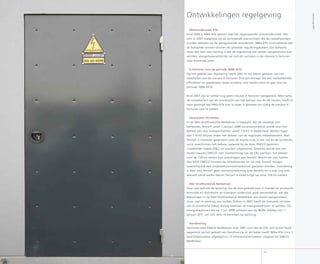 Winstonderzoek DTe
Eind 006 is NMa-DTe gestart met het zogenaamde ‘winstonderzoek’ dat
zich in 007 toespitste op de vermeende overwinsten die de netbeheerders
zouden behalen op de gereguleerde activiteiten. NMa-DTe concludeerde dat
de behaalde winsten binnen de gestelde reguleringskaders zijn behaald,
maar dat men van mening is dat de regulering wel verder aangescherpt kan
worden. Hoogstwaarschijnlijk zal zich dit vertalen in de nieuwe X-factoren
voor komende jaren.
X-factoren voor de periode 008-010
Op het gebied van regulering heeft 007 in het teken gestaan van het
vaststellen van de nieuwe X-factoren (het percentage dat een netbeheerder
efficiënter en goedkoper moet worden) voor elektriciteit en gas voor de
periode 008-010.
Eind 007 zijn er echter nog geen nieuwe X-factoren vastgesteld. Met name
de complexiteit van de overdracht van het beheer van de HS netten, heeft er
voor gezorgd dat NMa-DTe niet in staat is geweest om tijdig de nieuwe X-
factoren vast te stellen.
Overdracht HS-netten
In de Wet Onafhankelijk Netbeheer is bepaald, dat de landelijk net-
beheerder TenneT vanaf 1 januari 008 verantwoordelijk wordt voor het
beheer van alle transportnetten vanaf 110 kV in Nederland. Netten lager
dan 110 kV blijven onder het beheer van de regionale netbeheerders. Met
TenneT is intensief gesproken over de exacte knip in het net en de juridische
vorm waarbinnen het beheer, passend bij de door ENECO gesloten
crossborder leases (CBL) zal worden uitgevoerd. Gewerkt wordt aan een
model waarbij ENECO, met toestemming van de CBL-partijen, het beheer
over de 150 kV netten kan overdragen aan TenneT. Mocht dit niet lukken
dan blijft ENECO formeel de netbeheerder en zal met TenneT hoogst-
waarschijnlijk een onderbeheersovereenkomst gesloten worden. Vooralsnog
is daar met TenneT geen overeenstemming over bereikt en is ook nog niet
bekend vanaf welke datum TenneT invloed krijgt op onze 150 kV-netten.
Wet Onafhankelijk Netbeheer
Voor wat betreft de splitsing van de energiebedrijven in handel en productie
enerzijds en distributie en transport anderzijds gold aanvankelijk, dat die
bepalingen in de Wet Onafhankelijk Netbeheer wel waren aangenomen,
maar niet in werking zou treden. Echter in 007 heeft de (nieuwe) minister
van Economische Zaken alsnog besloten de energiebedrijven te splitsen. De
energiebedrijven die op 1 juli 008 voldoen aan de WON, hebben tot 1
januari 011 om zich voor te bereiden op splitsing.
Handhaving
Tenslotte stelt ENECO NetBeheer over 007 vast dat de DTe zich actief heeft
opgesteld op het gebied van handhaving. In dit kader heeft NMa-DTe circa 5
bedrijfsbezoeken afgelegd en 15 informatieverzoeken uitgezet bij ENECO
NetBeheer.
Ontwikkelingen regelgeving
93
Jaarverslag007
 