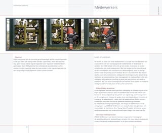 Leren en presteren
De kennis en inzet van onze medewerkers is cruciaal voor het bereiken van
onze ambitie om een toonaangevende netbeheerder in Nederland te
worden. Ons HRM–beleid richt zich op het vinden, motiveren en verder
ontwikkelen van onze medewerkers. Met het borgen en het voortdurend
verder ontwikkelen van onze kennis en deskundigheid, staan er stevige
peilers onder de positie van ons bedrijf. Nu en in de toekomst. Wij streven
daarbij naar een professionele, uitdagende werkomgeving die gericht is op
resultaten en samenwerking. Voor management en medewerkers is het een
uitdaging om praktische invulling te geven aan een cultuur van leren en
presteren. Wij zijn ervan overtuigd dat we hiermee onze positie als moderne
werkgever de komende jaren verder zullen versterken.
Uitbreiding en versterking
In de afgelopen periode stond gerichte uitbreiding en versterking van onze
eigen organisatie centraal. Voor ons betekent dat vooral het werven van
kennis en deskundigheid op het gebied van regulering, assetmanagement
en de energiemarkt. Hoewel er sprake is van aanhoudende en toenemende
krapte op de arbeidsmarkt - zeker voor de vakdisciplines die wij kennen -
konden wij voor veel functies de gewenste versterking realiseren.
De intensieve wervingsinspanningen, ons imago en werkklimaat, en de
uitdagingen waar ENECO NetBeheer voor staat, hebben ons geholpen om
nieuw talent te rekruteren. Ons ‘Young Talent Program’ en diverse samen-
werkingsverbanden met onderwijsinstellingen dragen hier zeker aan bij.
Individueel medewerkerplan
ENECO NetBeheer is een kennisintensieve organisatie in beweging!
De bedrijfsambities en -doelstellingen vertalen zich voor iedere medewerker
in een individueel medewerkersplan. In dit plan worden resultaten,
Medewerkers
95
Ontwikkelingen regelgeving
Algemeen
Alles overziende lijkt de conclusie gerechtvaardigd dat het reguleringskader
in het jaar 007 wel stevig onder handen is genomen, maar dat daarmee
nog geen nieuw, stabiel reguleringskader voor regionale netbeheerders is
geschapen. Voor 008 geldt dat de ontbrekende puzzelstukken zullen
moeten worden ingevuld zodat de losse einden in het reguleringskader op
een zorgvuldige wijze afgehecht zullen kunnen worden.
94
Jaarverslag007
 