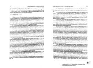 218
mas de relación en su más temprana infancia. Dada esta correlación. a la investigación
le resulta apremiante conocer los componentes de la denominada habilidad
o competencia social. as! como identificar lo más pronto posible aquellos niños que
presentan di ficultades en sus relaciones ¡,erpersonales.
:'1.1. Lns hnbílidndes sociales
Aunque el interés de la psicología por el conocimiento y la investigación de las
relaciones humanas en los distintos contextos sociales es mucho más antiguo, el térmi­
110 de habífidades sociales (liS) aparece en los años 70 como sinónimo de aserrividad.
Este último, se usaba a su vel, y aún se usa, para referirse a un modo de relación ínter­
personal que implica la expresión relativamente directa de sentimientos de un modo
socialmente aceptable. Las personas asertivas. por lo tanto, poseen una especial habili­
dad para integrarse y relacionarse en el seno de los grupos humanos.
En 1a actualídad tiende a considerarse que el concepto de HS incluye 01 ros com­
ponentes psicológicos cognitivo-conductuales, de manera que se trata de un constructo
m¡l, amplio que no puede definirse exclusivamente en términos de asertividad.
Inicial mente el estudio experimental de la~ HS se desarrolló en el terreno de los
traslOmos psicopatológicos de sujetos adultos que presentaban dificult.1des de adap­
tación más o menos serías, como el denominado déficit de habilidadJocialo la llamada
competencia social premórbida. El relativo éxito de algunos de estos programa~ tera­
pcúticos fací litó que empe7..aran a aplicarse a los niños, incorporándose as! a los campos
de la Psicologfa Infantil. la Psicologfa E~colar y la Educación Especial, entre otros. Ha
sido desde ellos desde donde Ia..~ HS han alcanzado la popularidad de la que hoy goz.an
en la literatura p5icol6gica actual.
No podemos decir sín embargo que exista completa unanimidad a la hora de
dcfi nir lo que hoy se entiende por habilidad social. Por su propia naluralem semántica,
está claro que un individuo competente será aquel que sea capaz de interactuar con
otros de manera socialmente aceptable y al mismo tiempo beneficiosa paro quienes in­
tervienen en! a rela(;Íón. Los autores de orientaciónconductual. por ejemplo, insisten en
que la habilidad social consiste en el empleo de refuerzos generalizados en el seno de
grupos de iguales, a través de un repertorio de conductas verbales y no verbales gracias
a las cuales el individuo influye en las conductas de los otros. La consecuencia inmedia­
ta de esa hi patética capacidad es que el niño, o el adulto. obtiene beneficios directos en
la interacción, pero además se produce también un incremento en el número de relacio­
nes inter-pares que facilita el control mutuo del comportamiento.
Dodge ( 1983, 1986), en !ugar de pretender unadelimÍlación del constructo, se ha
esfor7.ado en ofrecer un modelo global e integrador de las distintas definiciones y Con­
cepciones al respecto. Este autor señala que en las situaciones de interacción social in­
tervienen al menos los siguientes a..o;pectos:
1) Las influencias no conscientes. que emanan de la propia personalidad del in­
dividuo. Por ejemplo, sus esquemas personales, el autoconcepto, sus objetivos y propó­
sitos, etc,
El nula como {'anlt.',tro ,fuCtn!: fa.r rt·I,t!'j(mrr CJlfrl 23)
2) La habilidad para afrontar y resolver tareas sociales e.fpecífiCllS, Por ejem.
plo: ¿cómo iniciar una relación?, ¿cómo conseguir entrar en un grupo ya establecido'l.
etc.
3) Las capacidades de ·procesamiento de informadJn social. que aoarcarían
desde la codificación e interpretación de claves· e indicadores sociales, hasta la
htísqueda de las respuestas más apropiadas y su evaluación, e incluso estrategias meta­
cognitivas y de autocontrol. Dodge trata precisamente de promover todos estos compo­
nentes cognitivo~ del proceso de interacción social mediante un programa de entre­
namiento creado a tal efecto.
4) Ellipo de conducla elicilada. para desarrollar el contacto o uni6n coo el gru­
JXl en cueslión, JXlr ejemplo: acerc:amicnloal grupo. no interrumpir la acción del grupo.
conducla adecuada y cordial, conducla agresiva, etc.
5) La evaluación de los demás. en especial la de profesores, padres y compa­
ñeros, cuando est.1.mos hablando de niños, que proporcionara la oJXlrtuna retroalimen­
lación para perfilar las futuras interacciones.
En otras ocasiones, el problema de la definición intenta resolverse efectuando la
aprolti maciÓn desde un punlO de vista más operativo, identificando la habilidad social
con la popularidad medida a través de técnicas sociométricas. con la integración soci al
estimada por padres y/o profesores, o con la frecuencia y calidad de la:; interacciones
observadas en el grupo de pares. Para ello es imprescindible contar con un instrumento
de medida capaz de servir de base a dicha operacíonalizacíón. En la prácliü1. este acer­
(¡lmiento, aún admitiendo que cada técnica tiene, como veremos, sus propias limitacio­
nes, puede llevarse a cabo desde diferentes opciones.
En primer lugar. desde las ticnia'f., sociomitricas. se asimila competencia
social a popularidad. Ahora bien. asumiendo que las estimaciones de los pares son bue­
nos indicadores de la habilidad social, es necesario advertir que los juicios ${iciométri­
eos carecen de pod::r para la cltplic.aci6n causal de la competencia. Un sujeto es compe­
tente porque es popular, y es popular porque lo eligen loseompañcros, pero y el por qué
loelígen es una cuestión a la que la propia técnica no puede responder y que, sin embar·
go. conviene que sea contestada.
- En segundo lugar, la competencia social puede medirse también en base a
juicios de adultos significatives (padres o profesores). Hay que señalarque en este caso
nO siempre existe una correlación aceptable entre las diferentes estimaciones, en espe­
cial si comparamos la~ de los padres con lasde los profesores. E;tos resultados son per­
fectamente lógicos si tenemos en cuenta que la conducta social no es siempre transirua­
dona! (conteltto escolar y familiar) y que además losjuicios de unos y otros están basa­
dos en criterios diferentes (rendimiento académico o disciplina familiar).
-- En tercer lugar, desde un enfoque funcional, se puede ultimar en el análisis
de la frecuencia y calidad de las interacciones obsl!TVadas. Este procedimiento tam­
bién ofrece dificultades dignas de mención, puesto que los indicadores que deben ob­
servarse varfan considerablemente desde el punto de vista evolutivo. En los años de la
educación infantil, por ejemplo, las habilidades motoras suelen ser buenos predíctores
del estatus sO. :al y sin embargo no parece lógico concluir que lan7,ar una nclola con
111
Digitalizado por: I.S.C. Hèctor Alberto Turrubiartes Cerino
hturrubiartes@beceneslp.edu.mx
 