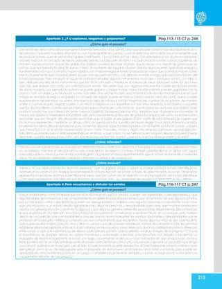 213
Apartado 3. ¿Y si soplamos, rasgamos y golpeamos? Pág.113-115 CT p. 246
¿Cómo guío el proceso?
Con el trabajo de la rutina de pensamiento Experimentemos los niños identificarán que al soplar sobre la hoja de papel de reúso o
de periódico que está muy lejos,el sonido es casi imperceptible;en cambio,cuando está muy cerca de la boca,es evidente que
se produce sonido, pues el aire emitido golpea más fuerte, y por lo tanto la hoja vibra. Con este ejercicio los alumnos trabajarán
una vez más con el concepto de fuerza; para ello oriente una discusión en torno a lo que produce sonido cuando soplamos, de
manera que reconozcan que el aire golpea los objetos; conviene recordar al grupo que el aire es una mezcla de gases, pues es
común que aún persista la idea de que es “nada”.Al momento de rasgar la hoja en dos, los alumnos están aplicando energía y
transfiriéndola a la hoja.Cuando lo hacen rápido y con mayor energía,el sonido producido es mayor que cuando lo hacen suave
y lento. Nuevamente esta actividad abrirá el paso a la discusión en torno a la relación entre la energía aplicada y el volumen del
sonido producido. Para introducir la siguiente actividad, emplee algunos instrumentos musicales y produzca sonido con ellos, o
bien, elabore una lista de los instrumentos que los niños conocen y, mediante una lluvia de ideas, platiquen sobre las acciones
que hay que realizar con cada uno para producir sonido. Recuerde que con algunos instrumentos puede producirse sonido
de varias maneras, por ejemplo: la guitarra se puede golpear o rasgar. Incluso todos los instrumentos pueden golpearse con la
mano o con un objeto y se producirá sonido con ellos. Una vez hecho esto será más fácil para los alumnos reconocer en qué
imágenes se sopla,se rasga o se golpea.El concepto de“rasgar”puede ser menos común que los otros dos,por lo que es posible
que requieran de ejemplos concretos. Introduzca la idea de producir sonido rasgando las cuerdas de la guitarra, de manera
similar a cuando el gato rasga la puerta o un árbol, o rasgamos una superficie con las uñas. Respecto a los objetos o juguetes
que los alumnos lleven a clase,aprovéchelos para que los manipulen y reconozcan que en todas las acciones que realizan para
producir sonido hay una interacción entre cuerpos (objetos). Se espera que los niños adviertan que al generar sonido existen al
menos dos objetos o materiales involucrados; esto será más evidente en el caso de golpear y rasgar, pues como ya se mencionó,
es posible que aún tengan dificultad para reconocer que, al soplar, el aire golpea. Como parte de esta actividad, se sugiere que
los alumnos representen, mediante un dibujo, cómo es que los sonidos que ellos producen llegan a sus oídos.Al revisar y analizar
los elementos de los dibujos aproveche para comentar algunos aspectos relacionados con la fuente sonora, el cuerpo u objeto
que interactúa con él, el sonido representado (como notas musicales, ondas u algún otro símbolo) y el medio de propagación.
Este último es posible que no esté representado en el dibujo, y que incluso no se mencione en ninguna descripción, pero puede
abordarlo a partir de preguntas como ¿en dónde se encuentran las ondas?, ¿qué es lo que hay entre el objeto y el oído?
¿Cómo extender?
Para reconocer que el sonido se propaga en diferentes medios, invite a los alumnos a trabajar por parejas; uno golpeará la mesa
en un extremo, mientras el otro pondrá su oído sobre ella en el extremo contrario. También pueden llenar un globo con agua,
colocarlo sobre su mesa y poner el oído sobre el globo;al golpear la mesa experimentarán que el sonido se transmite a través del
agua. No es necesario detenerse a explicar o trabajar los estados de agregación.
¿Cómo evaluar?
Valore si en sus explicaciones los alumnos expresan que, al golpear, rasgar o soplar es posible producir sonido. Identifique los
avances en la construcción de explicaciones respecto a la producción de sonido a través de determinadas acciones.Observe las
representaciones de los alumnos e identifique las ideas que han construido en relación con la propagación del sonido.Identifique
si hay avances respecto a la idea de que el sonido se produce “solo”, sin necesidad de generar la interacción entre cuerpos.
Apartado 4. Para escucharnos y disfrutar los sonidos Pág.116-117 CT p. 247
¿Cómo guío el proceso?
Esta actividad tiene como finalidad que los niños reconozcan que los sonidos pueden ser agradables o desagradables, y que
algunas reglas de convivencia y de comportamiento en determinadas situaciones se basan en el hecho de que algunos sonidos,
por su intensidad u otras características,pueden ser desagradables o molestos para algunas personas.Es importante hacer notar
que una situación o un sonido resulta agradable para algunas personas y desagradable para otras, que muchos sonidos son
neutros (no genera emoción o sentimiento alguno) y que algunos generan diferentes sensaciones dependiendo del contexto en
el que se producen. Por ejemplo, el sonido producido por personas conversando puede ser neutro en un parque, pero molesto
dentro de una sala de cine o en la biblioteca. Una vez que los alumnos registren los sonidos agradables y desagradables que se
producen en la escuela, invítelos a compartir con sus compañeros lo que escribieron.Tal vez algunos niños se den cuenta de lo
que puede resultar molesto para los otros y ellos no sabían y por ello pueden establecer normas de convivencia. Esto les permitirá
establecer relaciones explícitas entre el mundo natural y social y sus emociones.Lleve a los alumnos a reflexionar sobre la diferencia
entre sonido y ruido y la importancia del silencio para percibir sonidos. Guíe la reflexión sobre la imagen de la página 117 hacia
la importancia de guardar silencio en ciertos momentos y actividades colectivas, para escuchar con respeto a los demás. La
propuesta de revisar el reglamento e incluir una regla concerniente al silencio y a los momentos en que se producen sonidos
tiene la intención de vincular el trabajo entre el sonido como fenómeno físico y la convivencia, y generar un producto que tenga
una función auténtica en la escuela o en el aula.En este momento puede aprovechar el Dato interesante sobre la matraca para
ejemplificar cómo el uso de este juguete sería inapropiado en el momento en el que los niños están cantando, pero puede ser
apropiado en otros momentos, como en un juego o competencia al aire libre, siempre y cuando se haga sonar a una distancia
considerable del oído de otra persona.
 