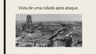 Vista de uma cidade após ataque.
 