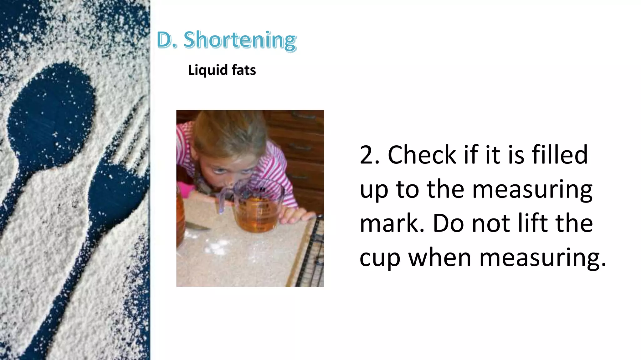 2. Check if it is filled
up to the measuring
mark. Do not lift the
cup when measuring.
Liquid fats
 