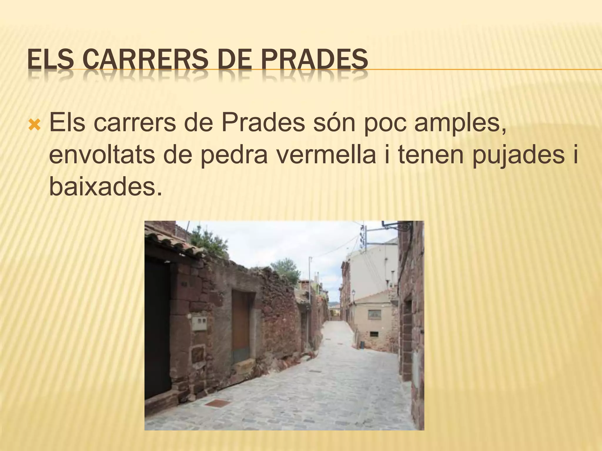 ELS CARRERS DE PRADES
 Els carrers de Prades són poc amples,
envoltats de pedra vermella i tenen pujades i
baixades.
 