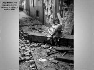 Une petite fille avec
sa poupée dans les
ruines de sa maison à
Londres, 1940
 