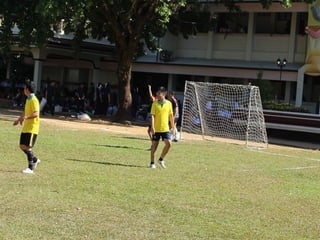 ฟุตบอลกระชับมิตรครูชาย กับ นักฟุตบอลชาย 30 ธค 58