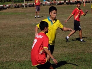 ฟุตบอลกระชับมิตรครูชาย กับ นักฟุตบอลชาย 30 ธค 58