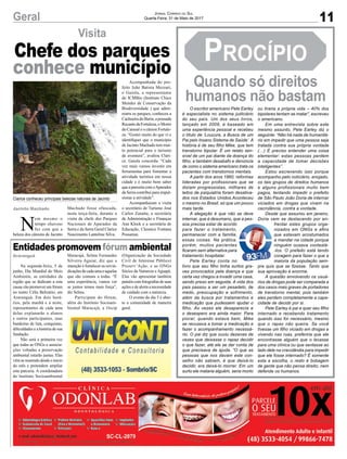 11Geral Jornal Correio do Sul
Quarta-Feira, 31 de Maio de 2017
Chefe dos parques
conhece município
Visita
Entidades promovem fórum ambiental
Na segunda-feira, 5 de
junho, Dia Mundial do Meio
Ambiente, as entidades da
região que se dedicam a esta
causa vão promover um fórum
no teatro Célia Belizário, em
Araranguá. Em dois horá-
rios, pela manhã e à noite,
representantes de cada uma
delas explanarão a alunos
e outros participantes, suas
bandeiras de luta, conquistas,
dificuldades e a história de sua
fundação.
Não será a primeira vez
que todas as ONGs e associa-
ções voltadas a preservação
ambiental estarão juntas. Elas
vêm se reunindo desde o início
do mês e pretendem ampliar
esta parceria. A coordenadora
do Instituto Socioambiental
Maracajá, Selma Fernandes
Silveira Aguiar, diz que a
intenção é fortalecer as reivin-
dicaçõesdecadaumaeaquelas
que são comuns a todas. “É
uma experiência, vamos ver
se juntos temos mais força”,
diz Selma.
Participam do fórum,
além do Instituto Socioam-
biental Maracajá, a Oscip
Araranguá
Clarice conheceu principais belezas naturais de Jacinto
(Organização da Sociedade
Civil de Interesse Público)
Preserv’Ação, e as ONGs
Sócios da Natureza e Aguapé.
Elas vão apresentar também
painéiscomfotografiasdesuas
ações e de alerta a necessidade
de cuidado com a natureza.
O evento do dia 5 é aber-
to a comunidade de maneira
geral.
N
em mesmo o
tempo chuvoso
fez com que a
beleza dos cânions de Jacinto
Machado fosse ofuscada,
nesta terça-feira, durante a
visita da chefe dos Parques
Nacionais de Aparados da
Serra e da Serra Geral Clarice
Nascimento Lantelme Silva.
Acompanhada do pre-
feito João Batista Mezzari,
o Gaiola, a representante
do ICMBio (Instituto Chico
Mendes de Conservação da
Biodiversidade ) que admi-
nistra os parques, conheceu a
CachoeiradoBurin,apousada
RecantodaFortaleza,oMorro
do Carasal e o cânion Fortale-
za. “Gostei muito do que vi e
identifiquei que o município
de Jacinto Machado tem mui-
to potencial para o turismo
de aventura”, avaliou Clari-
ce. Gaiola concorda: “Cada
vez mais vamos investir em
ferramentas para fomentar a
atividade turística em nossa
cidade e é muito bom saber
queaparceriacomoAparados
da Serra contribui para impul-
sionar a atividade”.
Acompanharam a visita
o secretário de Turismo José
Carlos Zanatta, a secretária
de Administração e Finanças
Ana Klock e a secretária de
Educação, Cleonice Fontana
Possamai.
Jacinto Machado
Quando só direitos
humanos não bastam
ProcíPio
O escritor americano Pete Earley
é especialista no sistema judiciário
do seu país. Um dos seus livros,
lançado em 2009, é baseado em
uma experiência pessoal e recebeu
o título de ‘Loucura, a Busca de um
Pai pelo Insano Sistema de Saúde’. A
história é de seu filho Mike, que tem
transtorno bipolar. É um relato sen-
sível de um pai diante da doença do
filho, e também desabafo e denúncia
de como o sistema americano trata os
pacientes com transtornos mentais.
A partir dos anos 1960, reformas
lideradas por profissionais que se
diziam progressistas, milhares de
leitos de psiquiatria foram desativa-
dos nos Estados Unidos.Aconteceu
o mesmo no Brasil, só que um pouco
mais tarde.
A alegação é que não se deve
internar, que é desumano, que a pes-
soa precisa estar de acordo
para fazer o tratamento,
permanecer com a família,
essas coisas. Na prática,
porém, muitos pacientes
ficaram sem alternativa para
tratamento hospitalar.
Pete Earley conta no
livro que seu filho tinha surtos gra-
ves provocados pela doença e que
certa vez chegou a invadir uma casa,
sendo preso em seguida. A vida dos
pais passou a ser um pesadelo, de
medo, preocupação e sofrimento,
além da busca por tratamentos e
medicação que pudessem ajudar o
filho. Às vezes ele desaparecia e
o desespero era ainda maior. Para
piorar, quando estava bem, Mike
se recusava a tomar a medicação e
fazer o acompanhamento necessá-
rio. O pai diz que ouviu dezenas de
vezes que deixasse o rapaz decidir
o que fazer, até ele se dar conta de
que precisava de ajuda. “O que as
pessoas que nos davam este con-
selho não sabiam, é que deixá-lo
decidir, era deixá-lo morrer. Em um
surto ele mataria alguém, seria morto
ou tiraria a própria vida – 40% dos
bipolares tentam se matar”, escreveu
o americano.
Em uma entrevista sobre este
mesmo assunto, Pete Earley diz o
seguinte: “Não há nada de humanitá-
rio em impedir que uma pessoa seja
tratada contra sua própria vontade
(…) È preciso entender uma coisa
elementar: estas pessoas perdem
a capacidade de tomar decisões
inteligentes”.
Estou escrevendo isso porque
acompanho pelo noticiário, enojado,
os tais grupos de direitos humanos
e alguns profissionais muito bem
pagos, tentando impedir o prefeito
de São Paulo João Doria de internar
viciados em drogas que vivem na
cacrolância, contra a vontade.
Desde que assumiu em janeiro,
Doria vem se destacando por en-
frentar estes grupos orga-
nizados em ONGs e afins
que estavam acostumados
a mandar na cidade porque
ninguém ousava contestá-
-los. O prefeito está tendo
coragem para fazer o que a
maioria da população sem-
pre quis que se fizesse. Tanto que
sua aprovação é enorme.
A questão envolvendo os usuá-
rios de drogas pode ser comparada a
dos casos mais graves de portadores
de transtorno mental, pois também
eles perdem completamente a capa-
cidade de decidir por si.
Pete Earley é pai e quer seu filho
internado e recebendo tratamento
quando isso for necessário, mesmo
que o rapaz não queira. Se você
tivesse um filho viciado em drogas e
vivendo nas ruas, preferiria que ele
encontrasse alguém que o levasse
para uma clínica ou que sentasse ao
lado dele na cracolândia para impedir
que ele fosse internado? É somente
esta a escolha, o resto é bobagem
de gente que não pensa direito, nem
defende os humanos.
 
