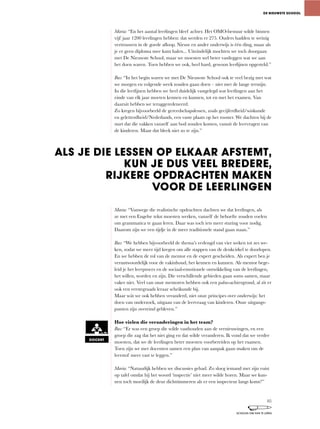 Maria:	“En	het	aantal	leerlingen	bleef	achter.	Het	OMO-bestuur	wilde	binnen	
vijf	jaar	1200	leerlingen	hebben:	dat	werden	er	275.	Ouders	hadden	te	weinig	
vertrouwen	in	de	goede	afloop.	Nieuw	en	ander	onderwijs	is	één	ding,	maar	als	
je er geen diploma mee kunt halen... Uiteindelijk mochten we toch doorgaan
met	De	Nieuwste	School,	maar	we	moesten	wel	beter	vastleggen	wat	we	aan	
het	doen	waren.	Toen	hebben	we	ook,	heel	hard,	gewoon	leerlijnen	opgesteld.”
Bas:	“In	het	begin	waren	we	met	De	Nieuwste	School	ook	te	veel	bezig	met	wat	
we	morgen	en	volgende	week	zouden	gaan	doen	–	niet	met	de	lange	termijn.	
In	die	leerlijnen	hebben	we	heel	duidelijk	vastgelegd	wat	leerlingen	aan	het	
einde	van	elk	jaar	moeten	kennen	en	kunnen,	tot	en	met	het	examen.	Van	
daaruit hebben we teruggeredeneerd.
Zo	kregen	bijvoorbeeld	de	gereedschapslessen,	zoals	gecijferdheid/wiskunde	
en	geletterdheid/Nederlands,	een	vaste	plaats	op	het	rooster.	We	dachten	bij	de	
start	dat	die	vakken	vanzelf	aan	bod	zouden	komen,	vanuit	de	leervragen	van	
de kinderen. Maar dat bleek niet zo te zijn.”
Maria: “Vanwege	die	realistische	opdrachten	dachten	we	dat	leerlingen,	als	
ze	met	een	Engelse	tekst	moesten	werken,	vanzelf	de	behoefte	zouden	voelen	
om grammatica te gaan leren. Daar was toch iets meer sturing voor nodig.
Daarom zijn we een tijdje in de meer traditionele stand gaan staan.”
Bas: “We	hebben	bijvoorbeeld	de	thema’s	verlengd	van	vier	weken	tot	zes	we-
ken,	zodat	we	meer	tijd	kregen	om	alle	stappen	van	de	denkcirkel	te	doorlopen.	
En we hebben de rol van de mentor en de expert gescheiden. Als expert ben je
verantwoordelijk	voor	de	vakinhoud,	het	kennen	en	kunnen.	Als	mentor	bege-
leid	je	het	leerproces	en	de	sociaal-emotionele	ontwikkeling	van	de	leerlingen,	
het	willen,	worden	en	zijn.	Die	verschillende	gebieden	gaan	soms	samen,	maar	
vaker	niet.	Veel	van	onze	mentoren	hebben	ook	een	pabo-achtergrond,	al	zit	er	
ook een eerstegraads leraar scheikunde bij.
Maar	wát	we	ook	hebben	veranderd,	niet	onze	principes	over	onderwijs:	het	
doen	van	onderzoek,	uitgaan	van	de	leervraag	van	kinderen.	Onze	uitgangs-
punten zijn overeind gebleven.”
Hoe vielen die veranderingen in het team?
Bas:	“Er	was	een	groep	die	wilde	vasthouden	aan	de	vernieuwingen,	en	een	
groep	die	zag	dat	het	niet	ging	en	dat	wilde	veranderen.	Ik	vond	dat	we	verder	
moesten,	dat	we	de	leerlingen	beter	moesten	voorbereiden	op	het	examen.	
Toen zijn we met docenten samen een plan van aanpak gaan maken om de
leerstof meer vast te leggen.”
Maria:	“Natuurlijk	hebben	we	discussies	gehad.	Zo	sloeg	iemand	met	zijn	vuist	
op tafel omdat hij het woord ‘inspectie’ niet meer wilde horen. Maar we kun-
nen toch moeilijk de deur dichttimmeren als er een inspecteur langs komt?”
DE NIEUWSTE SCHOOL
ALS JE DIE LESSEN OP ELKAAR AFSTEMT,
KUN JE DUS VEEL BREDERE,
RIJKERE OPDRACHTEN MAKEN
VOOR DE LEERLINGEN
DOCENT
85
SCHOLEN OM VAN TE LEREN
 