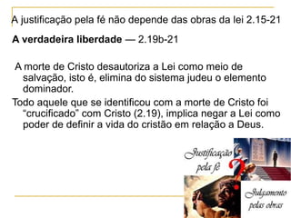 Seu medo aumenta.
Então diz à sua mãe que voltará num instante, corre a seção de
brinquedos e põe o avião no lugar outra vez.
Xavier tomou decisão de não roubar.Devolveu o brinquedo porque
teve medo de ser pego; obedeceu ao seu medo.
Agiu como aquelas pessoas que colocam depressa o cinto de
segurança ao ver um guarda e têm medo de levar uma multa.
Mas um dia , talvez, Xavier nem pense em roubar: ele vai decidir
por si mesmo respeitar a lei, por entender que é correta a
proibição de roubar.
Então , agirá como aqueles que usam o cinto porque, de fato,
acham que é mais prudente - colocam o cinto livremente, não
por medo da multa.
Logo, não é porque alguém obedece às leis ou às regras que
deixa de ser livre.
É possível obedecer livremente.
LIBERDADE SIGNIFICA FAZER A VONTADE DE DEUS.
 