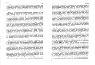 Lessico I48 '49 Lessico
sono addirittura desueti, Questo si può evitare cercando di presentare i signi pertinente nella strutturazione e presentazione del lessico odierno. Inoltre ci
ficati in QRDINE sisTEMATIco, partendo da quelli piu comuni o piu generali. possono essere spostamenti semantici: non solo quello normale, dalla poli
I vocabolariseguono a volte un compromesso fra le due esigenze; e resta co semia all'omonimia, ma anche quello inverso, per cui forme etimologicamente
munque il fatto che le valutazioni di priorità (cronologica o logica) di certi diverse tendono a convergere e a costituire, nella coscienza dei parlanti, una
significati su altri sono soltanto ipotetiche. sola parola, anche se i vocabolari le tengono separate in lemmi diversi in nome
della diversa origine etimologica: per esempio, incidere (sul bilancio), dal la
3.4.3. Un altro problema, forse il piu intrattabile, riguarda gli UsI META tinoincido,derivato di cado, eincidere (nel marmo) dal latino incido, derivato
FoRIcI. È noto che ogni cosa può voler dire qualunque altra cosa; questa non di caedo; truccarenel senso di 'colpire la palla dell'avversario' in certi giochi,
è solo la base della menzogna, ma è il nucleo stesso del funzionamento semio dal provenzaleIrucar, e truccare nel senso di 'dare una falsa apparenza' dal
tico del linguaggio, ciò che consente agli uomini di comunicare. Lessicogra francese truquer, il Devoto-Oli attribuisce truccare una partita al primo lemma,
ficamente il problema è di decidere fino a che punto sia possibile affidarsi e truccare i dadi al secondo, sebbene per la coscienza dei parlanti si tratti evi
alla comune metaforicità della lingua, e quando sia invece necessario registra dentemente di uno stesso verbo nei due usi. Le difficoltà sono anche maggiori
re specifici usi metaforici (siano essi ancora tali, o lo siano stati in origine). quando si tratta di tener separati lemmi che risalgono a una stessa fonte eti
La questione si è posta fin dall'antichità a proposito della figura retorica chia mologica attraversopercorsi diversi,per esempio fante nel senso di 'garzone'
mata 'catacresi' o 'abuso', in casi come 'ai piedi della montagna' o 'le gambe e fante nel senso di 'soldato', che nel Devoto-Oli sono staccati l'uno dall'al
del tavolino', in cui termini chiaramente metaforici all'origine non solo hanno tro, perché il secondo deriva da fanteria, che a sua volta deriva dafante nel
perso tale valore, ma si presentano anzi come quelli piu naturali, non sosti primo senso, dal latino infaniem (e del resto nello Zingarelli e nel Migliorini
tuibili con altri piu propri. Nella definizione di mordereci aspetteremo di tro si tratta di due significati di uno stesso lemma).
vare che si tratta di un'azione compiuta da un essere animato che stringe i
denti su qualcosa; ma non è poi chiarose ilvocabolario debba anche speci 3.5. Che questi problemi non abbiano soluzioni ovvie ed univoche si è
ficare che si può parlare di una sega che morde il legno (la sega ha perfino i visto anche confrontando il modo in cui singole parole vengono trattate da
denti, ma sono denti catacretici e non piu metaforici: il termine è addirittu vocabolari diversi. Osserviamo ora un esempio, piu particolareggiatamente:
ra tecnico), di un acido che morde il metallo (questa volta senza denti ), di la parola vitello. Sommando i vari significati offerti da alcuni fra i vocabolari
osservazioni che mordono (immaterialmente), per non parlare poi dei morsi correnti otteniamo la seguente lista: a ) animale partorito dalla vacca, che non
dell'invidia, o di un'iniziativa che ha mordente. Un criterio pratico, ma di abbia superato unanno di età; b) la sua carne, come commestibile; c) la sua
non facile attuazione, potrebbe essere quello di indicare tutti gli usi che non pelle; d) vitello d'oro; e) vitello marino, foca; f) parte dell'uovo, tuorlo; g) (an
ci si può aspettare che gli stranieri conoscano (il vento, per esempio, è biting, tiquato) giovane animale, non necessariamente bovino, in volgarizzamenti di
cioè mordente, in inglese, ma non in italiano). testi latini, seguendo appunto l'uso del latino vitellus; h) (veterinaria) aver
gamba di vitello, di cavallo che ha lo stinco piccolo e tendine sottile. Eliminia
Si tratta anche di decidere se in dati casi si è in presenza di un mo pure gli ultimi due significati, che si presterebbero a varie osservazioni
uso metaforico di un dato significato, o di un significato diverso. Il problema particolari, e compaiono solo nel Tommaseo-Bellini.
si può ricondurre a quello della discriminazione fra poLIsEMIA e QMQNIMIA. Quanto al NvMERo DEI I.EMMI: i primi sei significati sono generalmente
A che punto due significati di una data forma sono tanto diversi da presentarsi dati in un singolo lemma, ma nello Zingarelli compaiono sotto due lemmi,
come appartenenti non a una stessa parola (polisemia), ma a due parole diver a)-e) riportati a vitello che viene da vitellus, diminutivo di vitulus, ef) a vitello
se (omonimia)? Piu che di diversità (poiché questa può essereenorme, fra da vitellum di etimologia incerta. Questo è un buon esempio di quanto sia
i significati di una stessa parola), si tratta della possibilità di cogliere un rap incongruo dover deciderese una parola italiana contemporanea deve avere un
porto e di identificare un processo per cui si è passati da un significato a un suo lemma o no, in un vocabolario dell'italiano moderno, in base a ipotesi
altro. I vocabolaristi seguono per lo piu un criterio etimologico: se l'etimolo etimologiche concernenti parole neppure italiane, ma addirittura latine (i due
gia è la stessa pensano che si tratti di una parola sola con significati diversi, vocabolari etimologici latini standard, il Walde-Hofmann e l'Ernout-Meillet,
e dànno un unico lemma, se l'etimologia è diversa pensano che si tratti di dànno entrambi a vitellus 'tuorlo' un lemma separato e notano che la parola
parole diverse,da presentare sotto lemmi diversi (ma di solito forme che ap è foneticamente identica a eitellus da vitulus, ma che il rapporto semantico
partengono a parti del discorso diverse vengono assegnate a lemmi diversi: non è chiaro). Se la scelta etimologica è qui arbitraria, tale finirebbe per es
per esempio, mordentecome aggettivo e come sostantivo). sere, inevitabilmente, anche quella sincronica: è possibile ritenere che vitello
Le difficoltà sono di due ordini, Da un lato l'etimologia può essere opi 'tuorlo' non abbia niente a che fare con vitello 'bovino', oppure, tenendo con
nabile, o incerta, o ignota; dall'altro non è chiaro perché essa debba essere to dei significati a) e g), vedere nel tuorlo uno stadio anteriore del futuro neo
 