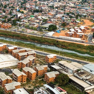 Bairros
Dividida em seis zonas geográficas, Manaus possui atualmente 63 bairros reconhecidos
oficialmente. A zona sul é a ...