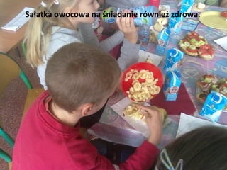 Sałatka owocowa na śniadanie również zdrowa.
 