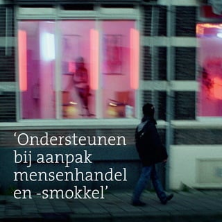 29Jaarverslag 2015
‘Ondersteunen
bij aanpak
mensenhandel
en -smokkel’
 