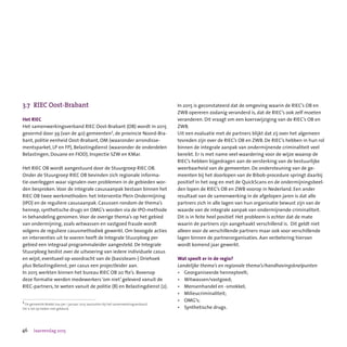 46 Jaarverslag 2015
3.7	 RIEC Oost-Brabant
Het RIEC
Het samenwerkingsverband RIEC Oost-Brabant (OB) wordt in 2015
gevormd door 39 (van de 40) gemeenten3
, de provincie Noord-Bra-
bant, politie eenheid Oost-Brabant, OM (waaronder arrondisse-
mentsparket, LP en FP), Belastingdienst (waaronder de onderdelen
Belastingen, Douane en FIOD), Inspectie SZW en KMar.
Het RIEC OB wordt aangestuurd door de Stuurgroep RIEC OB.
Onder de Stuurgroep RIEC OB bevinden zich regionale informa-
tie-overleggen waar signalen over problemen in de gebieden wor-
den besproken. Voor de integrale casusaanpak bestaan binnen het
RIEC OB twee werkmethoden: het Interventie Plein Ondermijning
(IPO) en de reguliere casusaanpak. Casussen rondom de thema’s
hennep, synthetische drugs en OMG’s worden via de IPO-methode
in behandeling genomen. Voor de overige thema’s op het gebied
van ondermijning, zoals witwassen en vastgoed fraude wordt
volgens de reguliere casusmethodiek gewerkt. Om beoogde acties
en interventies uit te voeren heeft de Integrale Stuurploeg per
gebied een integraal programmaleider aangesteld. De Integrale
Stuurploeg beslist over de uitvoering van iedere individuele casus
en wijst, eventueel op voordracht van de (basisteam-) Driehoek
plus Belastingdienst, per casus een projectleider aan.
In 2015 werkten binnen het bureau RIEC OB 20 fte’s. Bovenop
deze formatie werden medewerkers ‘om niet’ geleverd vanuit de
RIEC-partners, te weten vanuit de politie (8) en Belastingdienst (2).
In 2015 is geconstateerd dat de omgeving waarin de RIEC’s OB en
ZWB opereren zodanig veranderd is, dat de RIEC’s ook zelf moeten
veranderen. Dit vraagt om een koerswijziging van de RIEC’s OB en
ZWB.
Uit een evaluatie met de partners blijkt dat zij over het algemeen
tevreden zijn over de RIEC’s OB en ZWB. De RIEC’s hebben in hun rol
binnen de integrale aanpak van ondermijnende criminaliteit veel
bereikt. Er is met name veel waardering voor de wijze waarop de
RIEC’s hebben bijgedragen aan de versterking van de bestuurlijke
weerbaarheid van de gemeenten. De ondersteuning van de ge-
meenten bij het doorlopen van de Bibob-procedure springt daarbij
positief in het oog en met de QuickScans en de ondermijningsbeel-
den lopen de RIEC’s OB en ZWB voorop in Nederland. Een ander
resultaat van de samenwerking in de afgelopen jaren is dat alle
partners zich in alle lagen van hun organisatie bewust zijn van de
waarde van de integrale aanpak van ondermijnende criminaliteit.
Dit is in feite heel positief. Het probleem is echter dat de mate
waarin de partners zijn aangehaakt verschillend is.  Dit geldt niet
alleen voor de verschillende partners maar ook voor verschillende
lagen binnen de partnerorganisaties. Aan verbetering hiervan
wordt komend jaar gewerkt.
Wat speelt er in de regio?
Landelijke thema’s en regionale thema’s/handhavingsknelpunten
•	 Georganiseerde hennepteelt;
•	 Witwassen/vastgoed;
•	 Mensenhandel en -smokkel;
•	 Milieucriminaliteit;
•	 OMG’s;
•	 Synthetische drugs.
3
De gemeente Boekel zou per 1 januari 2015 aansluiten bij het samenwerkingsverband.
Dit is tot op heden niet gebeurd.
 
