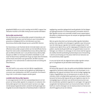 73Jaarverslag 2015
gingsbeeld (NDB) 2017 en zal in overleg met de RIEC’s nagaan hoe
relevante inzichten uit B-CBA’s hierbij kunnen worden betrokken.
Bestuurlijke weerbaarheid
Om een basisniveau van bestuurlijke aanpak te bevorderen, ont-
wikkelde het LIEC samen met het Centrum voor Criminaliteits-
preventie en Veiligheid (CCV) en het Ministerie van VenJ,
Basisniveaus Bestuurlijke Aanpak op een aantal RIEC-thema’s.
Een basisniveau is een facsheet dat de minimale kaders voor een
effectieve bestuurlijke aanpak schetst van het betreffende thema.
Naast het reeds eerder ontwikkelde Basisniveau Bestuurlijke Aan-
pak van Mensenhandel, zijn in 2015 de Basisniveaus Bestuurlijke
Aanpak van OMG’s en hennepcriminaliteit ontwikkeld. In 2016
staat het Basisniveau Synthetische drugs op stapel. Deze factsheets
vormen korte overzichten voor gemeenten, die RIEC’s kunnen
gebruiken in hun adviserende en ondersteunende rol richting het
lokaal bestuur.
Bibob
Het LIEC heeft in 2015 samen met het LBB de mogelijkheden
verkend om samen te werken op het gebied van opleidingen en
cursussen voor medewerkers van RIEC’s en partners. De verwach-
ting is dat in 2016 verdere stappen worden gezet.
Landelijk Loket Bestuurlijke Signalen			
In 2015 organiseerde het LIEC een evaluatiebijeenkomst om het
proces van bestuurlijke signalen te analyseren en evalueren. Een
bestuurlijk signaal is een document waarin op basis van uitge-
voerde (opsporings)onderzoeken aandacht wordt gevraagd voor
mogelijk structurele knelpunten of kwetsbaarheden in beleid of
regelgeving, waardoor gelegenheid wordt geboden tot het plegen
van (georganiseerde en of ondermijnende) criminaliteit. Bestuur-
lijke signalen vormen een essentiële schakel tussen opsporingson-
derzoeken en beleidsvorming voor de aanpak van (georganiseerde)
misdaad en fraude.
Met een grote diversiteit van bij bestuurlijke signalen betrokken
partijen (van opstellers tot ontvangers) is gekeken waar het proces
voor de indiening van signalen kon worden aangescherpt. In het
nieuwe proces ligt de focus op het uitgangspunt knelpunten aan te
pakken, waarbij wordt gestreefd naar een goede balans tussen de
belangen van indiener en ontvanger én het streven dat het signaal
de eindfase bereikt (aanbieding bij bewindspersoon). Verwachting
is dat de aanscherping van het proces leidt tot een toename van
het aantal bestuurlijke signalen.
In 2015 zijn bij het LIEC de volgende bestuurlijke signalen ontvan-
gen en aangeboden bij de betrokken bewindspersonen:
Visstroperij
Dit bestuurlijk signaal is door de politie eenheid Midden-Nederland
opgesteld en benoemt enkele knelpunten in de Visserijwet- en re-
gelgeving. Het signaal constateert dat met de huidige regelgeving
er geen mogelijkheden zijn om beroepsvissers te weren die zich
meerdere malen schuldig hebben gemaakt aan visstroperij.Tevens
benoemt het bestuurlijk signaal dat op een legitieme wijze de Vis-
serijregelgeving en de Kamer voor de Binnenvisserij kunnen wor-
den omzeild door symbolisch eigendom te verkrijgen. Het signaal is
aangeboden bij Staatssecretaris van Economische Zaken. Het LIEC
heeft een reactie ontvangen van de staatssecretaris en hiervan een
afschrift opgestuurd aan de indiener.
 