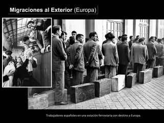Trabajadores españoles en una estación ferroviaria con destino a Europa.
Migraciones al Exterior (Europa)Migraciones al Exterior (Europa)
 