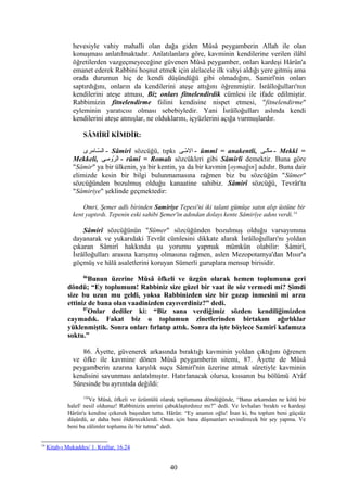 hevesiyle vahiy mahalli olan dağa giden Mûsâ peygamberin Allah ile olan
konuşması anlatılmaktadır. Anlatılanlara göre, kavminin kendilerine verilen ilâhî
öğretilerden vazgeçmeyeceğine güvenen Mûsâ peygamber, onları kardeşi Hârûn'a
emanet ederek Rabbini hoşnut etmek için alelacele ilk vahyi aldığı yere gitmiş ama
orada durumun hiç de kendi düşündüğü gibi olmadığını, Samirî'nin onları
saptırdığını, onların da kendilerini ateşe attığını öğrenmiştir. İsrâîloğulları'nın
kendilerini ateşe atması, Biz onları fitnelendirdik cümlesi ile ifade edilmiştir.
Rabbimizin fitnelendirme fiilini kendisine nispet etmesi, "fitnelendirme"
eyleminin yaratıcısı olması sebebiyledir. Yani İsrâîloğulları aslında kendi
kendilerini ateşe atmışlar, ne olduklarını, içyüzlerini açığa vurmuşlardır.
SÂMİRÎ KİMDİR:
‫سمامرى‬‫س‬‫س‬ّ‫ا‬ ‫ال‬ - Sâmirî sözcüğü, tıpkı ‫س ى‬‫س‬‫م‬ّ‫ا‬ ‫ال‬ - ümmî = anakentli, ‫س ى‬‫س‬‫ك‬ّ‫ا‬ ‫م‬ - Mekkî =
Mekkeli, ‫رمومس ى‬ّ‫ا‬ ‫ال‬ - rûmî = Romalı sözcükleri gibi Sâmirli demektir. Buna göre
"Sâmir" ya bir ülkenin, ya bir kentin, ya da bir kavmin [oymağın] adıdır. Buna dair
elimizde kesin bir bilgi bulunmamasına rağmen biz bu sözcüğün "Sümer"
sözcüğünden bozulmuş olduğu kanaatine sahibiz. Sâmirî sözcüğü, Tevrât'ta
"Sâmiriye" şeklinde geçmektedir:
Omri, Şemer adlı birinden Samiriye Tepesi'ni iki talant gümüşe satın alıp üstüne bir
kent yaptırdı. Tepenin eski sahibi Şemer'in adından dolayı kente Sâmirîye adını verdi.14
Sâmirî sözcüğünün "Sümer" sözcüğünden bozulmuş olduğu varsayımına
dayanarak ve yukarıdaki Tevrât cümlesini dikkate alarak İsrâîloğulları'nı yoldan
çıkaran Sâmirî hakkında şu yorumu yapmak mümkün olabilir: Sâmirî,
İsrâîloğulları arasına karışmış olmasına rağmen, aslen Mezopotamya'dan Mısır'a
göçmüş ve hâlâ asaletlerini koruyan Sümerli guruplara mensup birisidir.
86
Bunun üzerine Mûsâ öfkeli ve üzgün olarak hemen toplumuna geri
döndü; “Ey toplumum! Rabbiniz size güzel bir vaat ile söz vermedi mi? Şimdi
size bu uzun mu geldi, yoksa Rabbinizden size bir gazap inmesini mi arzu
ettiniz de bana olan vaadinizden cayıverdiniz?” dedi.
87
Onlar dediler ki: “Biz sana verdiğimiz sözden kendiliğimizden
caymadık. Fakat biz o toplumun zînetlerinden birtakım ağırlıklar
yüklenmiştik. Sonra onları fırlatıp attık. Sonra da işte böylece Samirî kafamıza
soktu.”
86. Âyette, güvenerek arkasında bıraktığı kavminin yoldan çıktığını öğrenen
ve öfke ile kavmine dönen Mûsâ peygamberin sitemi, 87. Âyette de Mûsâ
peygamberin azarına karşılık suçu Sâmirî'nin üzerine atmak sûretiyle kavminin
kendisini savunması anlatılmıştır. Hatırlanacak olursa, kıssanın bu bölümü A'râf
Sûresinde bu ayrıntıda değildi:
150
Ve Mûsâ, öfkeli ve üzüntülü olarak toplumuna döndüğünde, “Bana arkamdan ne kötü bir
halef/ nesil oldunuz! Rabbinizin emrini çabuklaştırdınız mı?” dedi. Ve levhaları bıraktı ve kardeşi
Hârûn'u kendine çekerek başından tuttu. Hârûn: “Ey anamın oğlu! İnan ki, bu toplum beni güçsüz
düşürdü, az daha beni öldüreceklerdi. Onun için bana düşmanları sevindirecek bir şey yapma. Ve
beni bu zâlimler toplumu ile bir tutma” dedi.
14
Kitab-ı Mukaddes/ 1. Krallar, 16.24
40
 