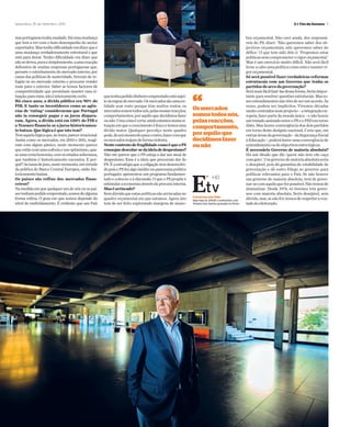 E+Fim-de-Semana 5Sexta-feira, 25 de Setembro 2015
Osmercados
somostodosnós,
pelasreacções,
comportamento,
poraquiloque
decidimosfazer
ounão
“
Conversas com Vida
Veja hoje às 22h00 a entrevista com
Teixeira dos Santos gravada no Porto
HD
miaportuguesatenhamudado.Háumamudança
que tem a ver com o bom desempenho do sector
exportador.Mastenhodificuldadeemdizerqueé
uma mudança verdadeiramente estrutural e que
está para durar. Tenho dificuldade em dizer que
nãosedeveu,puraesimplesmente,aumareacção
defensiva de muitas empresas portuguesas que,
peranteoestreitamentodomercadointerno,por
causa das políticas de austeridade, tiveram de re-
fugiar-se no mercado externo e procurar vender
mais para o exterior. Saber se temos factores de
competitividade que permitam manter essa si-
tuação,paramim,nãoéinteiramentecerto.
Há cinco anos, a dívida pública era 90% do
PIB. E tanto os investidores como as agên-
cias de ‘rating’ consideraram que Portugal
não ia conseguir pagar e os juros dispara-
ram. Agora, a dívida está em 130% do PIB e
o Tesouro financia-se a juros historicamen-
te baixos. Que lógica é que isto tem?
Temaquelalógicaque,àsvezes,pareceirracional.
Assim como os mercados, em 2010 e 2011, reagi-
ram com algum pânico, neste momento parece
queestãocomumaeuforiaeumoptimismo,qua-
seumacertabonomia,comosestadossoberanos,
que também é historicamente excessiva. E por-
quê?Astaxasdejuro,nestemomento,emvirtude
da política do Banco Central Europeu, estão his-
toricamentebaixas.
Os países são reféns dos mercados finan-
ceiros?
Namedidaemquequalquerumdenósouospaí-
sestenhampedidoemprestado,somosdealguma
forma reféns. O grau em que somos depende do
nível de endividamento. É evidente que um País
quetenhapedidodinheiroemprestadoestásujei-
toàsregrasdemercado.Osmercadossãoumaen-
tidade sem rosto porque têm muitos rostos: os
mercadossomostodosnós,pelasnossasreacções,
comportamentos,poraquiloquedecidimosfazer
ounão.Umacoisaécerta:aindaestamosnumasi-
tuaçãoemqueocrescimentoéfracoetemosuma
dívida maior. Qualquer percalço neste quadro
pode,deummomentoparaooutro,fazercomque
osmercadosreajamdeformaviolenta.
NestecontextodefragilidadecomoéqueoPS
conseguedescolar-sedaideiadedespesismo?
Não me parece que o PS esteja a dar um sinal de
despesismo. Essa é a ideia que procuram dar do
PS.Éaestratégiaqueacoligaçãotemdesenvolvi-
dopoisoPSfezalgoinéditonopanoramapolítico
português: apresentou um programa fundamen-
tado e colocou-o à discussão. O que o PS propõe é
estimularaeconomiaatravésdaprocurainterna.
Maséarriscado?
Semdúvidaqueestaspolíticassãoarriscadasno
quadro orçamental em que estamos. Agora isto
tem de ser feito explorando margens de mano-
bra orçamental. Não ouvi ainda, dos responsá-
veis do PS, dizer: ‘Não queremos saber dos ob-
jectivos orçamentais, não queremos saber do
défice.’ O que tem sido dito é: ‘Propomos estas
políticassemcomprometerorigororçamental.’
Mas é um exercício muito difícil. Não será fácil
levar a cabo uma política como esta e manter ri-
gororçamental.
Só será possível fazer verdadeiras reformas
estruturais com um Governo que tenha os
partidosdoarcodagovernação?
Serámaisfácilfazê-lasdessaforma.Seriaimpor-
tante para resolver questões estruturais. Mas es-
sesentendimentosnãotêmdeserumacordo.Às
vezes, podem ser implícitos. Vivemos décadas
muitocentradosnumprojecto–aintegraçãoeu-
ropeia, fazer parte da moeda única – e não houve
umtratadoassinadoentreoPSeoPSDemtorno
disto. Mas houve convergência dos dois partidos
em torno deste desígnio nacional. Creio que, em
outrasáreasdagovernação-daSegurançaSocial
à Educação -, poderá haver uma convergência de
entendimentooudeobjectivosestratégicos.
É necessário Governo de maioria absoluta?
Há um ditado que diz ‘quem não tem cão caça
comgato’.Umgovernodemaioriaabsolutaseria
o desejável, pois dá garantias de estabilidade de
governação e dá outro fôlego ao governo para
políticas relevantes para o País. Se não houver
um governo de maioria absoluta, terá de gover-
nar-secomaquiloqueforpossível.Nãotemosde
dramatizar. Desde 1974, só tivemos três gover-
nos com maioria absoluta. Seria desejável, sem
dúvida,mas,senãofor,temosderespeitaravon-
tadedoeleitorado.
 