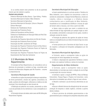 74
b) os vizinhos devem estar presentes no dia da queimada
mesmo que não realizem a queima.
Assinam este protocolo:Assinam este protocolo:Assinam este protocolo:Assinam este protocolo:Assinam este protocolo:
· Prefeitura Municipal de Breu Branco - Egon Kolling - Prefeito
· Secretaria Municipal de Saúde e Meio Ambiente
· Secretaria Municipal de Agricultura
· Secretaria Municipal de Educação, Cultura e Desporto
· Câmara Municipal
· Sindicato dos Trabalhadores Rurais
· Associação dos Produtores Rurais
· Colônia de Pescadores de Breu Branco
· Sindicato do Trabalhadores em Educação Pública do Pará/ Sub-
sede de Breu Branco
· Associação dos Pequenos Agricultores da Vila das Crioulas
· Associação dos Produtores Rurais do Areal
· Associação dos Mini- produtores do Pitinga
· Associação dos Pequenos Produtores Rurais do Breu Branco
· Associação dos Pequenos Produtores Rurais do Projeto de
Assentamento Boa Esperança
· Associação dos Pequenos Produtores Rurais do Projeto de
Assentamento São Paulo das Cachoeiras
2.3 Município de Novo
Repartimento
O município de Novo Repartimento, em consonância com as
diretrizes de prevenção e combate ao fogo, assumidas pelo
Consórcio de Municípios Alagados pelo Rio Tocantins – assume
o compromisso de:
Secretaria Municipal de Saúde:
u Intensificar as ações de prevenção às doenças respiratórias,
de forma permanente, através dos agentes comunitários de
saúde, auxiliares de enfermagem, enfermeiros e médicos da rede
municipal. Esta intensificação se dará através de:
i) Realização de palestras nas escolas, prevenindo-os sobre
o uso de queimadas de lixo domésticos e suas conseqüências à
saúde.
ii) Formação de banco de dados sobre casos de IRA (Infecções
Respiratórias Agudas)
Secretaria Municipal de Educação:
u Inserir paulatinamente no currículo escolar a Temática do
Meio Ambiente, com o objetivo de conscientizar o aluno no
sentido de compreender a relação Homem/Natureza, através do
trabalho, ciência e tecnologia e a influência desses
conhecimentos para a modificação do Meio Ambiente,
ressaltando-se as conseqüências benéficas e nocivas da ação
do homem sobre a natureza, com início a partir de 2.002;
u Apoiar todas as ações que visem o combate do uso
indiscriminado do fogo organizadas por qualquer órgão ou setor
da sociedade, estimulando a execução de tais ações, visando a
utilização racional do mesmo.
u Promoção de palestras dos agentes de saúde em temas
sobre as conseqüências do uso indiscriminado do fogo nas zonas
urbana e rural.
u Formar parceria com a Secretaria da Ação Social, no que
diz respeito a utilização de brinquedos pedagógicos por ela
fabricados.
Secretaria Municipal de Agricultura:
u Estimular, apoiar e acompanhar todas as ações de
recuperação em áreas degradadas do município.
u Colocar a disposição dos agricultores familiares o viveiro
de mudas com espécies frutíferas e nativas do município.
Departamento de Meio Ambiente:
u Estimular, apoiar e acompanhar todas as ações
desenvolvidas no município que visem a redução do uso do fogo
e preservação dos recursos naturais.
u Estimular e apoiar a criação de RPPN’s, Plano de Manejo
Comunitário, Pesque-Pague e Projetos de Ecoturísmo, como
alternativa às atividades que utilizam o fogo em suas culturas.
u Difundir e estimular o uso de técnicas alternativas ao uso
do fogo.
u Buscar e difundir técnicas de utilização do pó-de-serra para
produção de briquetes e adubo orgânico, evitando a queima
destes resíduos.
u Buscar parcerias de entidades governamentais e não
governamentais para a realização de campanhas educativas sobre
 