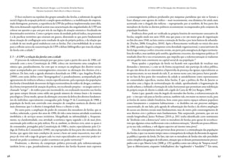 56 57
Marcelo Baumann Burgos, Luiz Fernando Almeida Pereira,
Mariana Cavalcanti, Mario Brum e Mauro Amoroso
O Efeito UPP na Percepção dos Moradores das Favelas
O foco exclusivo na expulsão dos grupos armados das favelas, a submissão da agenda
social à lógica da ocupação policial, o amplo apoio midiático, e a mobilização do empresa-
riado distinguem, portanto, a experiência da UPP das políticas implementadas antes dela.
Mas seria demasiado superficial aceitar essa caracterização das singularidades da UPP sem
colocar em questão o que está por trás de sua lógica de atuação ostensiva e focalizada em
determinados territórios. Como o próprio nome da unidade policial indica, sua pretensão
é a de pacificar territórios que estariam em guerra, abstraindo-se que parte fundamental
dessa situação de conflagração seria resultado da ação da própria polícia, e da relação que
a cidade de um modo geral estabeleceu com as favelas. Daí a inevitabilidade de se trazer
para a reflexão acerca da caracterização da UPP o debate bibliográfico que trata da relação
da favela com a cidade.11
I. 3 – A UPP e a relação das favelas com a cidade
O processo de redemocratização por que passa o país a partir dos anos de 1980, cul-
minando com a nova Constituição de 1988, coloca em movimento uma complexa di-
nâmica que, paradoxalmente, faz com que os avanços na ampliação dos direitos sociais
sejam acompanhados por constrangimentos crescentes na afirmação dos direitos civis e
políticos. De fato, toda a agenda afirmativa desenhada em 1988, e que Angelina Peralva
(2000), com razão, define como “dessegregadora”, é, paradoxalmente, acompanhada pelo
agravamento da violência urbana e, muito especificamente, pela exposição das populações
das favelas à brutalidade decorrente da lógica territorialista do tráfico de drogas, combina-
da à forma irresponsável de atuação da polícia, ora recebendo propina – no jargão nativo o
chamado “arrego” – do tráfico para não incomodá-lo, ora realizando incursões nas favelas
que quase sempre deixam como saldo um grande número de vítimas fatais e de traumas
psicológicos. Desse modo, apesar da afirmação crescente da defesa dos direitos fundamen-
tais do indivíduo, especialmente consagrados pelo Artigo 5º da Constituição de 1988, a
população da favela tem convivido com situações de completa ausência do direito civil
mais elementar, que é o direito à integridade física e o direito à vida.
De outra parte, a ampliação do poder de consumo dos moradores de favelas, que se
verifica, sobretudo, a partir dos anos de 1990, dá vida a uma intensa atividade econômica
imobiliária e de serviços nesses territórios. Mergulhada na informalidade e, frequente-
mente, na clandestinidade, essa atividade econômica vigora segundo a lei do mais forte,
sancionada pelo tráfico ou pela milícia. Por aí, também, os direitos civis, entre os quais o
do consumidor, protegidos pela Constituição de 1988 e, muito especialmente pelo Có-
digo de Defesa do Consumidor (1990), são expropriados de boa parte dos moradores das
favelas, que agora têm mais condições de acesso a bens até então inacessíveis, mas sob o
preço de viver sob o jugo de grupos cada vez mais especializados em converter poder ter-
ritorial em poder econômico e poder econômico em poder territorial.12
Finalmente, a abertura da competição política provocada pela redemocratização
também levou a que, paradoxalmente, os moradores das favelas ficassem mais expostos
a constrangimentos políticos produzidos por máquinas partidárias que não se furtam a
fazer alianças com agentes do tráfico – mais recentemente, essa dinâmica foi ainda mais
acentuada com a chegada das milícias – expropriando, por aí também, de boa parte dos
moradores de favelas os direitos políticos recentemente reconquistados pelo conjunto da
população brasileira.
Evidência disso pode ser verificada na própria história do movimento associativo de
favelas, surgido ainda nos anos 1920, mas que passa a ter um maior grau de organização
no fim dos anos 1940, na luta contra a remoção de favelas e por itens básicos de urbanida-
de (Fischer, 2008; Gonçalves, 2010). Após o florescimento verificado no início dos anos
de 1980, quando chegou a conquistar certa densidade organizacional, o associativismo da
favela logo começa a sofrer crescente erosão, em parte pela emergência da lógica territoria-
lista do tráfico, mas também pelo assédio, igualmente crescente, das máquinas políticas. O
resultado disso foi o seu esvaziamento, que impediu que a redemocratização se traduzisse
em um ganho mais consistente no capital social de sua população.13
Nesse quadro, a população da favela vai ficando sem capacidade de vocalizar suas
demandas e interesses, e a não ser de forma excepcional, não participa da esfera pública,
do que não deixa de ser sintomática a hipertrofia da presença das igrejas, especialmente as
neopentecostais, no seu mundo da vida. E, ao menos neste caso, não parece haver parado-
xo no fato de boa parte dos vereadores da cidade se autodefinirem como representantes
de comunidades específicas, muitas delas favelas. É que a política do Rio de Janeiro se
articulou com a lógica de territorialização da cidade, aprofundando a fragmentação do
tecido urbano, e inibindo a formação de redes horizontais que permitiam uma redefinição
da própria noção de direito à cidade sob a égide da Carta de 88 (ver Burgos, 2005).
Assim é que, quando vista do ângulo do morador das favelas, a redemocratização do
país – e isto que vale para as favelas cariocas, também vale, em maior ou menor escala, para
as favelas de outras cidades brasileiras, bem como para outros espaços urbanos populares
como loteamentos e conjuntos habitacionais – se desdobra em um processo ambíguo,
caracterizado, de um lado, pela agenda de urbanização das favelas e da efetiva ampliação
do acesso aos direitos sociais mais fundamentais, mas, de outro, pelo constrangimento de
seus direitos civis e políticos mais fundamentais. Não surpreende, portanto, que em seu
estudo longitudinal, Janice Perlman (2010, p. 201) tenha identificado certo sentimento
de “desilusão com a democracia” entre os moradores de favelas, pois apesar de reconhece-
rem que algumas coisas melhoraram com a redemocratização, “identificam pouca diferen-
ça na sua vida cotidiana, e sob alguns aspectos até mesmo uma piora”.
Uma das consequências mais perversas desse processo é a criminalização das populações
dasfavelas,oqueéaomesmotempocausaeconsequênciadareduçãodadiscussãodaseguran-
ça pública à questão da favela. De fato, não raro os moradores de favelas têm sido percebidos
comocúmplicesdasganguesdetraficantes,situaçãoqueosdeixampermanentementepreocu-
pados com o que Marcia Leite (2008, p. 135) qualifica como um esforço de “limpeza moral”,
“para se diferenciarem, enquanto ‘trabalhadores’, dos ‘vagabundos’ e ‘bandidos’”.14
Em suma,
 