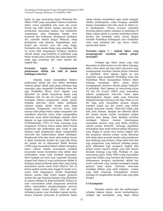 Persidangan Pembangunan Pelajar Peringkat Kebangsaan 2008 
Universiti Teknologi Malaysia, 22-23Oktober 2008 
15 
kajian ini juga menyokong kajian Mohamad Bin 
Muda (1998) yang menyatakan bahawa kurikulum 
dalam sistem pendidikan kita sama ada secara 
formal atau tidak formal, mampu menyusun dan 
membentuk masyarakat madani iaitu melahirkan 
warganegara yang berpegang kepada teras 
keimanan dan ketuhanan, mempunyai ketahanan 
diri, memiliki identiti bangsa Malaysia, tahap 
kepimpinan yang dinamik, berpandangan jauh, 
kreatif dan inovatif, citra diri yang tinggi, 
berdisiplin dan amalan hidup yang cemerlang. Hal 
ini secara tidak langsungnya berupaya membina 
sahsiah pelajar yang berkualiti di politeknik yang 
bukan semata-mata cemerlang dari sudut akademik, 
tetapi juga cemerlang dari sudut sahsiah dan 
tingkah laku. 
Persoalan kajian 2: Sejauhmanakah 
pelaksanaan akhlak dan nilai di dalam 
kehidupan seharian? 
Dapatan kajian menunjukkan bahawa 
pelaksanaan akhlak dan nilai dalam kehidupan 
seharian pelajar adalah pada tahap sederhana bagi 
responden yang mengambil Pendidikan Islam dan 
juga Pendidikan Moral. Hasil dapatan yang 
diperolehi ini adalah menyokong kajian yang 
dilakukan oleh Ali dan Eni Eryanti (2005) yang 
mendapati bahawa penghayatan amalan pelajar 
terhadap nilai-nilai murni dalam kehidupan 
seharian pelajar adalah berada pada tahap 
sederhana. Penghayatan nilai-nilai murni pada 
asasnya ialah pelajar bukan sahaja mengetahui dan 
memahami nilai-nilai murni tetapi mengamalkan 
nilai-nilai murni dalam kehidupan seharian. Hasil 
dapatan ini juga menyokong kajian Abdul Halim 
El-Muhammady (1991) di mana seseorang yang 
menghayati Al-Quran bukan sahaja dalam bentuk 
pembacaan dan pelaksanaan idea, tetapi ia juga 
meliputi aspek penghayatan dalam mengamalkan 
nilai-nilai dan hukum-hakam dalam kehidupan. 
Penghayatan nilai-nilai murni amat penting kerana 
ia dapat membentuk disiplin diri yang baik dalam 
diri pelajar hal ini dipersetujui Malek Bennabi 
(1998) yang menyatakan bahawa akhlak merupakan 
punca sebenar kepada kemusnahan sesebuah 
masyarakat kerana keruntuhan nilai akhlak akan 
melemahkan setiap sendi sesebuah masyarakat. 
Hasil daripada sesi temu bual, responden bersetuju 
dengan hasil kajian di mana pelaksanaan akhlak di 
kalangan pelajar politeknik pada tahap yang kurang 
memuaskan namun masih boleh dikawal. Hal ini 
kerana apabila mereka mula tinggal di rumah sewa, 
secara tidak langsungnya mereka berpendapat 
bahawa mereka tidak terikat dengan peraturan 
asrama dan juga kegiatan-kegiatan yang dijalankan 
di asrama mahupun di dalam politeknik. Perkara ini 
amat menyukarkan pihak pengurusan politeknik 
dalam menyediakan program-program motivasi 
kepada pelajar kerana pelajar ‘acuh tak acuh’ 
terhadap program yang disediakan kepada mereka. 
Justeru menuntut pensyarah di politeknik bukan 
sahaja sekadar menjalankan tugas untuk mengajar 
silaibus pembelajaran, tetapi berupaya mendidik 
dengan menerapkan nilai-nilai murni ke dalam isi-isi 
pembelajaran. Namun kesemua responden 
bersetuju bahawa silabus mahupun isi kandungan di 
dalam subjek-subjek ini mampu melahirkan pelajar 
berilmu dan berakhlak mulia seiring dengan 
Falsafah Pendidikan Kebangsaan iaitu melahirkan 
insan yang seimbang dari segi emosi, rohani, 
jasmani dan intelek. 
Persoalan kajian 3 : Apakah faktor yang 
mempengaruhi membina sahsiah pelajar 
berkualiti? 
Terdapat tiga faktor utama yang telah 
dinyatakan di dalam kajian ini iaitu faktor keluarga, 
faktor rakan-rakan dan juga faktor pensyarah yang 
mempengaruhi membina sahsiah pelajar berkualiti 
di politeknik. Hasil dapatan kajian ke atas 
responden yang mengambil Pendidikan Islam dan 
Pendidikan Moral menunjukkan bahawa faktor 
keluarga merupakan faktor utama dalam 
mempengaruhi membina sahsiah pelajar berkualiti 
di politeknik. Hasil dapatan ini menyokong kajian 
Ali dan Eni Eryanti (2005) yang menyatakan 
bahawa penghayatan nilai-nilai murni dapat 
dipertingkatkan dengan usaha yang berterusan 
daripada keluarga khususnya ibu bapa. Maka di sini 
ibu bapa perlu memainkan peranan dengan 
memberi tunjuk ajar dan contoh yang terbaik 
kepada anak-anak mereka. Nilai-nilai hidup yang 
baik perlu ditanam, dipupuk dan dibentuk dalam 
diri pelajar kerana mereka merupakan pelapis 
generasi akan datang. Hasil daripada temubual 
mendapati bahawa institusi kekeluargaan 
memainkan peranan yang amat dalam membina 
sahsiah pelajar berkualiti. Keluarga digalakkan 
meluangkan masa untuk melawat pelajar khususnya 
yang tinggal di rumah sewa kerana tingkah laku 
dan pergaulan seharian pelajar sering dibayangi 
oleh rakan-rakan serumah mereka yang mempunyai 
latar belakang yang berbeza. Sikap ambil berat dan 
juga pengawasan yang berkesan terhadap pelajar 
perlu ditekankan bagi mengawal tingkah laku 
pelajar kerana majoriti pelajar yang baik berasal 
daripada keluarga yang baik. Pendapat ini juga 
menyokong kajian Azhar (2001) yang menyatakan 
ajaran dan didikan yang bersistem dan berkonsisten 
kebiasaannya berupaya membentuk akhlak dan 
moral anak-anak yang menjadi pemangkin kepada 
generasi masa depan. Sekiranya anak-anak 
mendapat didikan yang salah mahupun asuhan 
yang tidak terancang, kemungkinan institusi 
keluarga ini menghasilkan perilaku anak yang tidak 
diingini. 
5.1 Kesimpulan 
Daripada analisis data dan perbincangan 
terhadap dapatan kajian, secara keseluruhannya 
terdapat tiga kesimpulan yang dapat dibuat 
 