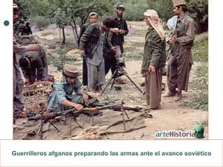 Guerrilleros afganos preparando las armas ante el avance soviético 