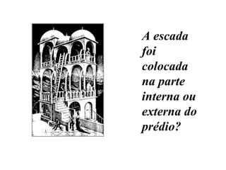 A escada foi colocada na parte interna ou externa do prédio? 