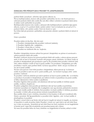 DORACAKU PËR PËRGATITJEN E PROVIMIT TË JURISPRUDENCËS


pushteti faktik i poseduesit ushtrohet sipas pjesëve alikuote etj.
Përveç bashkëposedimit, ekziston edhe posedimi i përbashkët, kur dy e më shumë persona e
ushtrojnë pushtetin faktik mbis sendin dhe nuk dihet vëllimi i ushtrimit të pushtetit faktik derisa
të ndahet sendi i përbashkët në posedim.
Bashkëposedimi ekziston nëse sendin e caktuar,të cilin bashkëposeduesit e përdorin sipas pjesës
alikuote, ai që ka 1/3 e pushtetit faktik e përdor sednin 1 herë në krahasim me atë që ka 2/3 e
pushtetit faktik, i cili e përdor sendin 2 herë më shumë se i pari.
Kur bëhet fjalë për pronësinë e përbashkët, nuk pranohet ushtrimi i pushtetit faktik në mënyrë të
pavarur.

Llojet e posedimit

Posedimi ndahet në disa lloje dhe këto janë:
   1. Posedimi i drejtëpërdrejtë dhe posedimi i tërthortë (indirekt);
   2. Posedimi i ligjshëm dhe i paligjshëm ;
   3. Posedimi i vërtetë dhe jo i vërtetë;
   4. Posedimi me mirëbesim dhe me keqbesim.

Posedimi i drejtpërdrejt ekziston atëherë kur personi i drejtpërdrejt ose përmes të autorizuarit e
ushtron pushtetin faktik mbi sendin.
Posedimi i tërthortë ekziston kur personi pushtetin faktik mbi sendin e ushtron përmes personit
tjetër, të cilit në bazë të frytëzimit, kontratës mbi pengun, qiranë, shërbimin, i ka dhënë sendin në
posedim të drejtëperdrejtë; për poseduesin e parë ky lloj posedimi është posedim i tërthortë (indi-
rekt), ndërsa mbajtësi i sendit në bazë të punës juridike e ka posedimin e drejtpërdrejt, por edhe
posedimin e nxjerrë, sepse pushteti faktik i tij buron nga pushteti faktik i atij që e ka kaluar atë
me anë të punës juridike.
Në këto raste personi i tretë është posedues i drejtpërdrejtë, ndersa personi që ka dorëzuar
sendin në posedim te tjetri me anë të punës juridike, p.sh. me kontratë të pengut, është vetëm
posedues i tërthortë.
Te posedimi i tërthortë, kërkohet që sendi të përdoret në bazë të punës juridike dhe ai të kthehet
te poseduesi në posedim të drejtpërdrejtë, pas kalimit të kohës së parashikuar me punën juridike
të lidhur. Qiramarrësi e kthen sendin te qiradhënësi.
Posedimi i ligjshëm është posedim i cili mbështetet mbi një bazë juridike të vlefshme (punët
juridike, vendimet, okupimi ejt.)
Posedimi i paligjshëm është posedim që mbështetet mbi një bazë juridike të pavlefshme.
Emërtimi i posedimit në të ligjshëm dhe të paligjshëm varet nga ekzistimi, përkatësisht mosekzis-
timi i bazës (titullit) juridik të vlefshëm. Kur posedimi e ka bazën juridike të vlefshme, poseduesi
ka mundësi të bëhet edhe pronar përmes institutit të parashkrimit fitues.
Baza juridike duhet të jetë e vlefshme, domethënë të ketë karakter të tillë që të mundësojë edhe
fitimin e pronësisë. Me ligj parashikohet se posedimi është i ligjshëm , nëse ka bazë juridike të
plotëfuqishme të posedimit.
Posedimi i vërtetë është ai që fitohet mbi një bazë të rregullt (në mënyrë të rregullt), me dorëzim
të lejueshëm të sendit në pushtet faktik. Posedimi i vërtetë ose i qetë është ai që nuk është fituar
me vi clam ose precaria, domethënë që nuk është fituar me forcë, mashtrim ose me keqpërdorim
të besimit (p.sh. i jepet libri në përdorim, por poseduesi pastaj nuk e kthen).
Në rastet kur posedimi bëhet me forcë, mashtrim ose keqpërdorimi të besimit, atëherë ai është

                                                      316
 