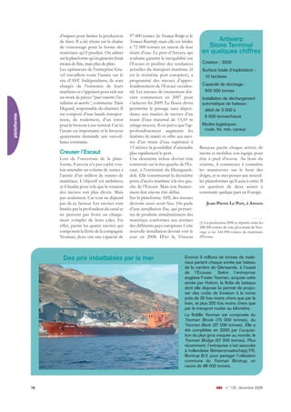 16 m&c n° 132, décembre 2006
d’impact pour limiter la production
de fines. Il a été choisi sur la chaîne
de concassage pour la forme des
matériaux qu’il produit. On admet
surlaplateformequ’ungiratoireferait
moins de fine, mais plus de plats.
Les opérateurs de l’entreprise Gra-
vel travaillent toute l’année sur le
site d’AST. Indépendants, ils sont
chargés de l’entretien de leurs
machines et s’appuient pour cela sur
un stock de pièces “pour remettre l’ins-
tallation en marche”, commente Alain
Degand, responsable du chantier. Il
est composé d’une bande transpor-
teuse, de roulement, d’un rotor
pour le broyeur à axe vertical. Car ici
l’usure est importante et le broyeur
quaternaire demande une surveil-
lance constante.
Creuser l’Escaut
Lors de l’ouverture de la plate-
forme, Eurovia n’a pas caché vou-
loir atteindre un volume de ventes à
l’année d’un million de tonnes de
matériaux. L’objectif est ambitieux
et il faudra pour cela que la rotation
des navires soit plus élevée. Mais
pas seulement. Car tout ne dépend
pas de ce facteur. Les navires sont
limités par la profondeur du canal et
ne peuvent pas livrer un charge-
ment complet de leurs cales. En
effet, parmi les quatre navires qui
composent la flotte de la compagnie
Yeoman, deux ont une capacité de
97 000 tonnes (le Yeoman Bridge et le
Yeoman Bontrup) mais elle est bridée
à 72 000 tonnes en raison de leur
tirant d’eau. Le port d’Anvers, qui
souhaite garantir la navigabilité sur
l’Escaut et profiter des tendances
actuelles du transport maritime (il
est le troisième port européen), a
programmé des travaux d’appro-
fondissement de l’Escaut occiden-
tal. Les travaux de creusement doi-
vent commencer en 2007 pour
s’achever fin 2009. Le fleuve devra
permettre le passage sans dépen-
dance aux marées de navires d’un
tirant d’eau maximal de 13,10 m
(étiage moyen). Il est prévu que l’ap-
profondissement augmente les
fenêtres de marée et offre aux navi-
res d’un tirant d’eau supérieur à
15 mètres la possibilité d’atteindre
plus rapidement le port.
Une deuxième écluse devrait être
construite sur la rive gauche de l’Es-
caut, à l’extrémité du Deurganck-
dok. Elle constituerait la deuxième
porte d’accès maritime à la rive gau-
che de l’Escaut. Mais son finance-
ment doit encore être défini.
Sur la plateforme AST, des travaux
devront aussi avoir lieu. On parle
d’une installation fixe, qui permet-
tra de produire simultanément des
matériaux conformes aux normes
des différents pays européens. Cette
nouvelle installation devrait voir le
jour en 2008. D’ici là, Vincent
Basuyau guette chaque arrivée de
navire et mobilise son équipe pour
être à pied d’œuvre. Au bout du
sixième, il commence à connaître
les manœuvres sur le bout des
doigts, et se met penser aux nouvel-
les platesformes qu’il aura à créer. Il
est question de deux autres à
construire quelque part en Europe.
Jean-Pierre Le Port, à Anvers
(1) La production 2006 se répartie entre les
288 000 tonnes de vrac provenant de Nor-
vège et les 144 000 tonnes de matériaux
d’Ecosse.
plateforme
Création : 2005
Surface totale d’exploitation :
10 hectares
Capacité de stockage :
500 000 tonnes
Installation de déchargement
automatique de bateaux :
débit de 3 000 à
6 000 tonnes/heure
Modes logistiques :
route, fer, mer, canaux
Antwerp
Stone Terminal
en quelques chiffres
Environ 5 millions de tonnes de maté-
riaux partent chaque année par bateau
de la carrière de Glensanda, à l’ouest
de l’Ecosse. Selon l’entreprise
anglaise Foster Yeoman, acquise cette
année par Holcim, la flotte de bateaux
dont elle dispose lui permet de propo-
ser des coûts de livraison à la tonne
près de 30 fois moins chers que par le
train, et plus 200 fois moins chers que
par le transport routier au kilomètre.
La flottille Yeoman est composée du
Yeoman Brook (75 000 tonnes), du
Yeoman Bank (37 000 tonnes). Elle a
été complétée en 2000 par l’acquisi-
tion du plus gros vraquier au monde, le
Yeoman Bridge (97 000 tonnes). Plus
récemment, l’entreprise s’est associée
à hollandaise Beheersmaatschapij FR.
Bontrup B.V. pour partager l’utilisation
commune du Yeoman Bontrup, un
navire de 98 000 tonnes.
Des prix imbattables par la mer
 