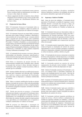 PRÁTICAS   DE   CONSTRUÇÃO



  por acidentes e danos que eventualmente causar a pessoas               estruturas metálicas, caixilhos, elevadores, instalações
  físicas e jurídicas direta ou indiretamente envolvidas nos             elétricas, hidráulicas, mecânicas e de utilidades, deverão ser
  serviços e obras objeto do contrato;                                   previamente submetidos à aprovação da Fiscalização.
• efetuar o pagamento de todos os impostos, taxas e demais
  obrigações fiscais incidentes ou que vierem a incidir sobre            3.4    Segurança e Saúde no Trabalho
  o objeto do contrato, até o Recebimento Definitivo dos
  serviços e obras.                                                      3.4.1 Antes do início dos trabalhos, a Contratada deverá
                                                                         apresentar à Fiscalização as medidas de segurança a serem
3.3    Projeto dos Serviços e Obras                                      adotadas durante a execução dos serviços e obras, em
                                                                         atendimento aos princípios e disposições da NR 18 -
3.3.1 O Contratante fornecerá à Contratada todos os                      Condições e Meio Ambiente do Trabalho na Indústria da
projetos executivos que compõem o objeto do contrato, de                 Construção.
conformidade com as disposições do Caderno de Encargos.
                                                                         3.4.2 A Contratada fornecerá aos funcionários todos os
3.3.2 O Contratante fornecerá em tempo hábil os projetos                 equipamentos de proteção individual exigidos pela NR 6 -
aprovados pelos órgãos Federais, Estaduais e Municipais e                Equipamentos de Proteção Individual (EPI), tais como:
concessionárias de serviços públicos que exerçam controle                capacetes e óculos especiais de segurança, protetores faciais,
sobre a execução dos serviços e obras, como a Prefeitura                 luvas e mangas de proteção, botas de borracha e cintos de
Municipal (Projeto Legal), o Corpo de Bombeiros (Projeto de              segurança, de conformidade com a natureza dos serviços e
Prevenção e Combate a Incêndio), as concessionárias de                   obras em execução.
energia elétrica e de telefonia (Projetos de Entrada de Energia
Elétrica e de Telefonia), as concessionárias de gás, água e              3.4.3 A Contratada manterá organizadas, limpas e em bom
esgotos (Projetos de Instalações Hidráulicas, Sanitárias e Gás           estado de higiene as instalações do canteiro de serviço,
Combustível) e CONAMA ou orgão estadual competente                       especialmente as vias de circulação, passagens e escadarias,
( Licença Ambiental de Instalação - LAI).                                refeitórios e alojamentos, coletando e removendo regularmente
                                                                         as sobras de materiais, entulhos e detritos em geral.
3.3.3 A Contratada deverá executar os serviços e obras em
conformidade com desenhos, memoriais, especificações e                   3.4.4 A Contratada deverá estocar e armazenar os materiais
demais elementos de projeto, bem como com as informações                 de forma a não prejudicar o trânsito de pessoas e a circulação
e instruções contidas no Caderno de Encargos.                            de materiais, obstruir portas e saídas de emergência e impedir
                                                                         o acesso de equipamentos de combate a incêndio.
3.3.4 Todos os elementos de projeto deverão ser
minuciosamente estudados pela Contratada, antes e durante                3.4.5 A Contratada manterá no canteiro de serviço
a execução dos serviços e obras, devendo informar à                      equipamentos de proteção contra incêndio e brigada de
Fiscalização sobre qualquer eventual incoerência, falha ou               combate a incêndio, na forma das disposições em vigor.
omissão que for constatada.
                                                                         3.4.6 Caberá à Contratada comunicar à Fiscalização e, nos
3.3.5 Nenhum trabalho adicional ou modificação do projeto                casos de acidentes fatais, à autoridade competente, da
fornecido pelo Contratante será efetivado pela Contratada                maneira mais detalhada possível, por escrito, todo tipo de
sem a prévia e expressa autorização da Fiscalização,                     acidente que ocorrer durante a execução dos serviços e obras,
respeitadas todas as disposições e condições estabelecidas               inclusive princípios de incêndio.
no contrato.
                                                                         3.4.7 Cumprirá à Contratada manter no canteiro de serviço
3.3.6 Todas as eventuais modificações havidas no projeto                 medicamentos básicos e pessoal orientado para os primeiros
durante a execução dos serviços e obras serão documentadas               socorros nos acidentes que ocorram durante a execução dos
pela Contratada, que registrará as revisões e complementações            trabalhos, nos termos da NR 18.
dos elementos integrantes do projeto, incluindo os desenhos
“como construído”.                                                       3.4.8 Caberá à Contratada manter vigias que controlem a
                                                                         entrada e saída de materiais, máquinas, equipamentos e
3.3.7 Desde que prevista no projeto, a Contratada                        pessoas, bem como manter a ordem e disciplina em todas as
submeterá previamente à aprovação da Fiscalização toda e                 dependências do canteiro de serviço.
qualquer alternativa de aplicação de materiais, serviços e
equipamentos a ser considerada na execução dos serviços e                3.4.9 O Contratante realizará inspeções periódicas no
obras objeto do contrato, devendo comprovar rigorosamente                canteiro de serviço, a fim de verificar o cumprimento das
a sua equivalência, de conformidade com os requisitos e                  medidas de segurança adotadas nos trabalhos, o estado de
condições estabelecidas no Caderno de Encargos.                          conservação dos equipamentos de proteção individual e dos
                                                                         dispositivos de proteção de máquinas e ferramentas que
3.3.8 Os projetos de fabricação e montagem de                            ofereçam riscos aos trabalhadores, bem como a observância
componentes, instalações e equipamentos, elaborados com                  das demais condições estabelecidas pelas normas de
base no projeto fornecido pelo Contratante, como os de                   segurança e saúde no trabalho.



4 /2
 