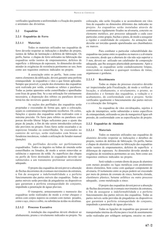 PRÁTICAS   DE   CONSTRUÇÃO



verificados igualmente a uniformidade e a fixação dos painéis           colocação, não serão forçadas a se acomodarem em vãos
e arremates das divisórias.                                             fora de esquadro ou dimensões diferentes das indicadas no
                                                                        projeto. As esquadrias serão instaladas através de
2.2       Esquadrias                                                    contramarcos rigidamente fixados na alvenaria, concreto ou
                                                                        elemento metálico, por processo adequado a cada caso
2.2.1 Esquadrias de Ferro                                               particular, como grapas, buchas e pinos, de modo a assegurar
                                                                        a rigidez e estabilidade do conjunto. As armações não
2.2.1.1     Materiais                                                   deverão ser torcidas quando aparafusadas aos chumbadores
            Todos os materiais utilizados nas esquadrias de             ou marcos.
ferro deverão respeitar as indicações e detalhes do projeto,                       Para combater a particular vulnerabilidade das
isentos de falhas de laminação e defeitos de fabricação. Os             esquadrias nas juntas entre os quadros ou marcos e a alvenaria
perfis, barras e chapas de ferro utilizados na fabricação das           ou concreto, desde que a abertura do vão não seja superior a
esquadrias serão isentos de empenamentos, defeitos de                   5 mm, deverá ser utilizado um calafetador de composição
superfície e diferenças de espessura. As dimensões deverão              adequada, que lhe assegure plasticidade permanente. Após a
atender às exigências de resistência pertinentes ao uso, bem            execução, as esquadrias serão cuidadosamente limpas,
como aos requisitos estéticos indicados no projeto.                     removendo-se manchas e quaisquer resíduos de tintas,
                                                                        argamassas e gorduras.
            A associação entre os perfis, bem como com
outros elementos da edificação, deverá garantir uma perfeita
                                                                        2.2.1.3     Recebimento
estanqueidade às esquadrias e vãos a que forem aplicadas.
Sempre que possível, a junção dos elementos das esquadrias                         Todas as etapas do processo executivo deverão
será realizada por solda, evitando-se rebites e parafusos.              ser inspecionadas pela Fiscalização, de modo a verificar a
Todas as juntas aparentes serão esmerilhadas e aparelhadas              locação, o alinhamento, o nivelamento, o prumo, as
com lixas de grana fina. Se a sua utilização for estritamente           dimensões e o formato das esquadrias, a vedação e o
necessária, a disposição dos rebites ou parafusos deverá                acabamento, de conformidade com o projeto. Serão
torná-los tão invisíveis quanto possível.                               verificados igualmente o funcionamento das partes móveis
                                                                        e a colocação das ferragens.
           As seções dos perfilados das esquadrias serão
projetadas e executadas de forma que, após a colocação,                            As esquadrias de vãos envidraçados, sujeitos à
sejam os contramarcos integralmente recobertos. Os cortes,              ação de intempéries, serão submetidas a testes específicos
furações e ajustes das esquadrias serão realizados com a                de estanqueidade, utilizando-se jato de mangueira d’água sob
máxima precisão. Os furos para rebites ou parafusos com                 pressão, de conformidade com as especificações de projeto.
porcas deverão liberar folgas suficientes para o ajuste das
peças de junção, a fim de não serem introduzidos esforços               2.2.2 Esquadrias de Alumínio
não previstos no projeto. Estes furos serão escariados e as
asperezas limadas ou esmerilhadas. Se executados no                     2.2.2.1     Materiais
canteiro de serviço, serão realizados com brocas ou
                                                                                    Todos os materiais utilizados nas esquadrias de
furadeiras mecânicas, vedado a utilização de furador manual
                                                                        alumínio deverão respeitar as indicações e detalhes do
(punção).
                                                                        projeto, isentos de defeitos de fabricação. Os perfis, barras
            Os perfilados deverão ser perfeitamente                     e chapas de alumínio utilizados na fabricação das esquadrias
esquadriados. Todos os ângulos ou linhas de emenda serão                serão isentos de empenamentos, defeitos de superfície e
esmerilhados ou limados, de modo a serem removidas as                   diferenças de espessura. As dimensões deverão atender às
saliências e asperezas da solda. As superfícies das chapas              exigências de resistência pertinentes ao uso, bem como aos
ou perfis de ferro destinados às esquadrias deverão ser                 requisitos estéticos indicados no projeto.
submetidos a um tratamento preliminar antioxidante
                                                                                    Será vedado o contato direto de peças de alumínio
adequado.
                                                                        com metais pesados ou ligas metálicas com predomínio
            O projeto das esquadrias deverá prever a absorção           destes elementos, bem como com qualquer componente de
de flechas decorrentes de eventuais movimentos da estrutura,            alvenaria. O isolamento entre as peças poderá ser executado
a fim de assegurar a indeformabilidade e o perfeito                     por meio de pintura de cromato de zinco, borracha clorada,
funcionamento das partes móveis das esquadrias. Todas as                elastômero plástico, betume asfáltico ou outro processo
partes móveis serão providas de pingadeiras ou dispositivos             adequado, como metalização a zinco.
que garantam a perfeita estanqueidade do conjunto,
                                                                                    O projeto das esquadrias deverá prever a absorção
impedindo a penetração de águas pluviais.
                                                                        de flechas decorrentes de eventuais movimentos da estrutura,
           O transporte, armazenamento e manuseio das                   a fim de assegurar a indeformabilidade e o perfeito
esquadrias serão realizados de modo a evitar choques e                  funcionamento das partes móveis das esquadrias. Todas as
atritos com corpos ásperos ou contato com metais pesados,               partes móveis serão providas de pingadeiras ou dispositivos
como o aço, zinco e cobre, ou substâncias ácidas ou alcalinas.          que garantam a perfeita estanqueidade do conjunto,
                                                                        impedindo a penetração de águas pluviais.
2.2.1.2     Processo Executivo
                                                                                    Todas as ligações de esquadrias que possam ser
          A instalação das esquadrias deverá obedecer ao                transportadas inteiras da oficina para o local de assentamento
alinhamento, prumo e nivelamento indicados no projeto. Na               serão realizadas por soldagem autógena, encaixe ou auto-


                                                                                                                               67 /2
 