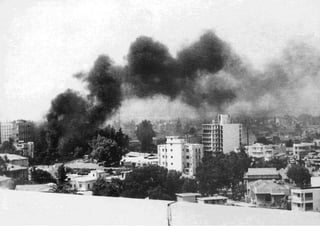 (3) Το κίνημα του Ναυτικού (Μάιος 1973), που έδειξε ότι στις ένοπλες δυνάμεις
υπήρχαν πολλοί αξιωματικοί που δυσφορούσαν για την κατάλυση της δημοκρατίας
 