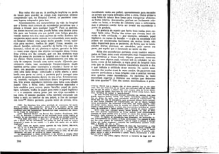 Mas todos tero uro eu. A mutílacáo implícita na perda
de locais para guardar as coisas com seguranca permite
compreender que, no Hospital Central, os pacientes crias-
sem lugares adequados para isso.
Aparentemente, era característico da vida do hospital
que a forma mais comum de esconderijo permitisse que a
pessoa a levasse para qualquer lugarl OS• Para as doentes,
um desses recursos era urna grande bolsa; urna técnica para-
lela para um hornero era uro paletó com, bolsos grandes,
vestido mesmo nos dias mais quentes de veráo, Embora tais
recipientes sejam muito COIDuns na comunidade mais ampla,
no hospital tinham urna carga multo grande: livros, mate-
riais para escrever, toalhas de papel, frutas, rnoedas, ca-
checol, baralho, sabonete, aparelho de barba (no caso dos
homens) , vidros de sal, pimenta e acúcar, garrafas de leite
- esses eram alguns dos objetos carregados dessa forma.
Essa prática era tao comum, que uro dos símbolos mais
fiéis do status do paciente no hospital era o fato de ter bol-
sos cheios. Outro recurso de armazenamento era urna sa-
cola de compras, forrada com outra sacola. (Quando par-
cialmente cheio, esse esconderijo freqüentemente usado
também servia como travesseiro e encosto.) Entre os ho-
rnens, um pequeno esconderijo era freqüentemente criado
com urna meia langa: costurando a parte aberta e enro-
lando essa parte no cinto, o paciente podía carregar urna
espécie de porta-moedas dentro de sua calca. Encontravam-
-se, tambérn, variacóes individuáis desses recipientes portá-
teis. Um jovem engenheiro fabricou urna bolsa com oleado
jogado fora; a bolsa tinha compartimentos separados e
bem medidos para cscova, pente, baralho, papel de carta,
lápis, sabonete, toalha de papel para rosto e papel higiénico
- e o conjunto estava preso por um clips escondido a
sua cinta. O mesmo paciente tinha também costurado um
bolso a maís no interior de seu paletó, a fim de carregar
um Iívro'w, Outro paciente, grande leitor de jornais, inva-
(l08) Na literatura leve sobre atividade de crtminosos, há escon-
derijos portáteis bem conhecidos: saltos falsos de sapatos, malas com
fechaduras falsas, supositórios etc. As joías e os narcóticos sao os ítens
. prediletos para tais esconderijos. Esconderijos mais complexos Sao descri-
tos na fic~ao de espionagem.
(109) BRENDAN BEHAN, em Borstaí Boy, Londres, Hutchinscn, 1958,
p. 173, ao descrever a resposta de um inte~nado numa prisao inglesa ao
alimento de que dispunham os que iam a mrssa, dá uro exemplo paralelo:
"vou dizer urna coísa - disse Joe, ao colocar a salsicha dentro do
pan e depois, em seu esconderijo, urn pedaco de Jona de m.ala de corre:o
amarrada a panta de sua camisa -,a gente nao ganha ISSO na IgreJa
Anglicana". . ,. .
Aqui, como em muitos outros aspectos da Vida mtima, MEl.VILLE,
op. cit., p. 47, é uma boa fonte: . _
"Vocé nao t~m lugar para colocar qualquer cOlsa, a nao ser em seu
saco ou em sua rede. se vacé deixa: qualquer coisa no chao, há dcz pos--
sibil'idades em urna de pcrde-la ao menor descuido.
Ao eSquematiza~ o plano preliminar, e ao d,ecidir a. cria~¡¡o d~l!­
memoráve1 jaqueta branca, pensei em todos esses ¡DCOnvenlentes e deCldl
206
riavelmente vestia seu paletó. aparentemente para esconder
os jornais que trazia dobrados sobre a cinta. Outro utilizava
urna bolsa de tabaco bem timpa para transportar alimento;
as frutas inteiras, descascadas, podiam ser facilmente colo-
cadas no bolso, e levadas do refeitório para a enfermaria,
mas o alimento cozido devía ser levado em esconderijo a
prava de gordura.
Eu gostaria de repetir que havia boas razóes para car-
regar tanta coisa. Muitas das coisas que tornam mais có-
n:o~a ,a vida civilizada - por exemplo, sabonete, papel
higiénico, ou cartas de baralho - e que na sociedade civil
podern ser encontradas facilmente em muitos locais, nao
e.stao disponíveís para os pacientes, de forma que as neces-
sidades dlana~ precisam ser atendidas, pelo menos em
parte. por aquilo que é fornecldo no início do dia.
Além. dos esconderijos portáteis, eraru também ernpre-
gados os fixos; estes eram encontrados mais freqüentemente
nos territórios e locais Iivres. Alguns pacientes tentavam
guardar seus objetos rnaís valiosos sob os colchóes; no en-
tanto, como já foi indicado, a regra geral do hospital fazia
com que os dormitórios fossern inacessíveis durante odia,
o que reduzia a utilidade desse recurso. Os cantos semi-
-ocultos das }anelas eram as vezes usados. Os pacientes com
quartos particulares e boas relacóes com o auxiliar usavam
seus quartos como esconderijos. As pacientes as vezes
escondiam cigarros e fósforos nos estojos que deixavam
em seus quartos'". Um dos cantos moralizadores e prefe-
evité-los. Decidi que a [aqueta nao só devia permitir que eu me aque-
cesse, mas que fosse feita de tal forma que contivesse urna 00' duas cami-
sas, um par de calcas, e objetos üteís para costura, além de lívros, biscol-
t?S e ~sslm por diente. Para isso, fiz com que tívesse váríos bolsos, depó-
sitos, armános de roupas' e 'guar da-loucas',
As duas dtvísóes principais estavam colocadas nas camisas, com urna
grande abertura Interna; outras, com menor capacidade estavam coloca-
das na altura do peito, com portinholas dobIad'~as 'comunicantes, de
forma. que, ern caso de emergéncia para acomodar objetos muíto grandes,
os .dOlS bolsos ..pudesJCm ser transformados em um só. Havia também
véríos esccnderíjos; tao numerosos eram éstes, que minha jaecera, como
u~ anuso castelo, .estava chela de escadas em caracol, armárfos secretos,
cn~tas e salas particulares; e como urna escrivaninha confidencial, esteva
chela de prateleíras e tocare secretos para a guarda de objetos val-oses,
Sobre tuda ísso, coloque¡ quatro bolsos grandes do lado de fora·
dois para guardar rapidamente os trvrcs, quando fosse repentinament~
chamado de meus estudos para O convés; os cutres deis deviam servir de
meia-luva, ande colocaria as méos numa guarda em noite fria".
. (I~O). O registro de esconderijos bem planejados, em instituicÓes te-
t3.1S, principalmente ern prísses, é multo esclarecedor. Um exemplc é dado
por um preso objetor de consciencia (que se negou a prestar o servíco
militar por razOeS religiosas), colocado em confinamento solitário (C.-N~
UNE e RAlNER, op. cit., p. 44):
"Os presos me passavam alimento da mesa dos func'onários -:- ovos
e queijo. Também me passavam tortas e doces. Em várias ocasiOes um
guarda sentiu o cheiro de queijo forte e ·'pas abaixo" a cela. O queijo
estava numa prateleira embutida sob a tampa· da mesa. O guarda, per-
plexo, sentia o odor-e procurava o queijo. Nunca encontraram a prate-
leira e nem o queijo".
Um preso em cadeia inglesa descreve a tentativa de fuga por um
207
/
 