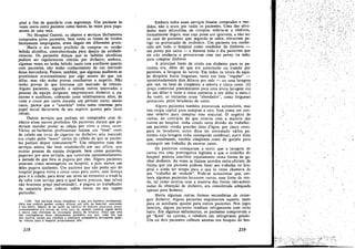 pital a firn. de guardá-lo com seguranca. Um paciente as
vezes usava outro paciente como banco, as vezes para paga-
mento de urna taxa.
No Hospital Central, os objetos e servicos iIicitamente
comprados pelos pacientes, bem como as fontes de fundos
ilicitamente empregadas, eram ilegais em diferentes graus.
Havia o ato muito proibido de comprar ou vender
bebida alcoólica, contrabandeada para dentro do estabele-
cimento. Os pacientes diziarn que as bebidas alcoólicas
podiarn ser regularmente obtldas por dinheiro; embora,
algumas vezes, eu tenha bebido, tanto coro auxiliares quanto
coro pacientes, nao tenho conhecimento de uro mercado
dessa mercadoria. Parece, também, que algumas mulheres se
prostituíam ocasionalmente por algo menos do que um
dólar, mas nao tenho pravas conc1usivas a respeito. Nao
tenho pravas de que houvesse um mercado de tóxicos.
AIguns pacientes, segundo o sabiam outros internados e
pessoas da equipe dirigente, emprestavam dinheiro a pa-
cientes e auxiliares, cobrando juros relativamente altos, de
vinte e cinco por cento durante um período curto; nesses
casos, parece que o "usurário" tinha tanto interesse pelo
papel social decorrente de seu negócío quanto pelo lucro
obtido.
Outros servicos que podiam ser comprados com di-
nheiro eram menos proibidos. Os pacientes diziam que po-
deriam mandar passar as calcas por vinte e cincc cears.
Vários ex-barbeiros profissionais faziam um "bom" corte
de cabelo em troca de cigarros ou dinhciro; essc mercado
era criado pelos "maus" cortes de cabelo de que os pacien-
tes podiam dispar comurnentet'". Um relojociro nUID dos
servícos estava táo bem estabelecido em seu oficio, que
muitas pessoas da equipe dirigente, bem como pacientes,
pagavam por seus servicos, que custavam aproximadamente
a metade do que fora se pagarla por eles. Alguns pacientes
atuavam como mensageiros no hospital, e pelo menos um
deles pagaya ajudantes. Uro paciente que nao podia sair do
hospital pagaya trinta e cinco cents para outro, com Iícenca
para ir a cidade, para levar um terno ao tintureiro e trazé-lo
de volta (um servico para o qual havia procura, mas talvez
nao houvesse preco padronizado), e pagaya al:' trabalhador
da sapataria para colocar saltos novas no seu sapato
particular.
(129) Um paciente muito simpático, e que era barbelro proñaslonal,
dizia que poderia ganhar oitenta dólares por mes no hospital, exercendo
o seu ofíc¡o. Depo-s de ter saído do edifício de máxima seguranca penal,
ocasionalmente era levado de votta para lá, quando cometia algum delito
e estava com Iiberdade de circulacño dentro do hospital. Dizia que urna
das contingencias desse afastamcnto periódico era que, cada vez que
taso ocorr¡a, perdia sua clientela e precísava conquistá-la novamente quan-
do voltava para o hospital proprjamente dito.
218
Embora todos esses servicos fossem comprados e ven-
didos, nao o eram por todos os pacientes. Urna das ativi-
dades mais difundidas de compras refería-se a fósforos,
formalmente ilegais, mas cuja posse era ignorada, a nao ser
no caso de pacientes que, segundo se sabia, ofereciam pe-
rigo na provocacáo de incendios. Uro paciente era conhe-
cido em todo o hospital como vendedor de fósforos -
um penny por caixa - e durante todo o dia pacientes que
ele fiaD conhecia o procuravam com um penny na máo,
para comprar fósforos.
A principal fonte de renda em dinheiro para os pa-
cientes era, além do que era autorizado ou trazido por
parentes, a Iavagem de carros. Em todos os níveis da equi-
pe dirigente havia fregueses, tanto em base "regular" -
aproximadamente dais dólares por més - ou urna lavagern
por vez, na base de cinqüenta a setenta e cinco cents. (O
preco comercial predominante para urna única lavagem era
de um dólar e vinte e cinco centavos a um dólar e meio.)
As vezes, os visitantes eram "abordados", como fregueses
potenciais, peJos lavadores de carro.
Alguns pacientes também enceravam automóveis, mas
isso exigia capital para comprar a cera, bem como uro con-
tato externo para comprar esse material. O negócio de
carros, ao contrário do que ocorria coro a maioria dos
outros no hospital, tinha criado certa dívisáo do trabalho:
uro paciente vendia grandes latas d'água, por cinco cents,
para os lavadores; outro dizia ter contratado vários pa-
cientes cuja lavagem tinha conseguido combinar; outro dizia
que, usualmente, recebia cinqüenta cents de gorjeta para
conseguir um trabalho de encerar carro.
Os pacientes comecaram a sentir que a Iavagem de
carros era urna prerrogativa legítima e que o trabalho do
hospital poderia interferir injustamente nessa forma de ga-
nhar dinheiro. As vezes se faziam acordos extra-oficiáis, de
forma que um paciente pudesse fazer seu trabalho no hos-
pital e ainda ter tempo para o que as vezes chamava de
seu "trabalho de verdade"., Pode-se acrescentar que, ern-
bora algumas pacientes lavassem carros, essa fonte de ren-
da, tal como ocorria com a maioria das fontes nao-autori-
zadas de obtencáo de dinheiro, era considerada adequada
apenas para homens.
Havia algumas outras formas secundárias de conse-
guir dinheiro. Alguns pacientes engraxavam sapatos, tanto
para os auxiliares quanto para outros pacientes. Nos jogos
internos, alguna pacientes vendiam refrigerantes com certo
lucro. Em algumas enfermarias, os pacientes compravam o
pó "Kool" na cantina, e vendlam um refrigerante gelado.
Um ou dais pacientes colhiam amoras nos bosques do hos-
219
';...
 