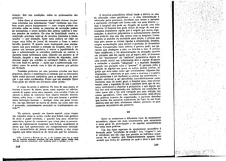 tituicáo, Sob tais condicóes, .todos os ajustamentos sao
primários.
Além disso, aí encontramos um círculo vicioso. As pes-
soas colocadas nas enfermarias "ruíns" verificam. que rece-
bem multo poueo equipamento -- suas roupas podem ser,
retiradas todas as noites, os materiais de recreacáo podem
ser escondidos, e como mobília tém apenas cadeiras e ban-
cos pesados de madeira. Os atos de hostilídade contra a
instítuicáo precisam valer-se de recursos limitados e inade-
quados - por exemplo, bater urna cadeira DO chio ou
rasgar urna folha de jornal de maneira a fazer o maior
barulho possível. E quanto mais inadequado esse equipa-
mento seja para traduzir a rejei~io do hospital, mais o ato
parece uro sintoma psicótico, e maior a possibilidade de
que a administracáo se considere justificada ao colocar o
paciente numa enfermaría ruim, Quando um paciente se ve
fechado, despido e sem meios visíveis de expressáo, pode
precisar rasgar seu colcháo, se conseguir fazé-lo, ou escre-
ver coro fezes na parede - acóes que a administracác con-
sidera como de acordo ccm o tipo de pessoa que precisa
ser fechada.
Também podemos ver esse processo circular nos bens
pequenos, ilícitos e sernelhantes a talísrnás que os internados
usarn como recursos simbólicos para se separarern da posi-
c;ao a que estáo condenados. Penso que uro exemplo típico
disso pode ser obtido em literatura sobre prísáo:
A roupa da prisáo é anónima. Os bens de urna pessoa se
limitam a escova de dentes, pente, cama superior ou inferior,
metade do espaco numa mesa pequena, urna navalha. Como na
cárcere, o desejo de colecionar bens adquire extensño absurda.
Pedras, anéis, facas - tudo que é feito pelo homem e proibido
numa instituicáo humana - qualquer ccísa, um pente verme-
Ihc, um tipo diferente de escova de dentes, um cinto, tudo isso
é procurado, ciumentamente escondido ou triunfantemente exi-
bido170•
No entanto, quando um doente mental, cujas roupas
sao retiradas todas as noites, enchc seus bolsos com pedacos
de mola e papel enrolado, e quando luta para conservar
esses bens, apesar do transtorno que criarn para os encarre-
gados de regularmente examinar seus bolsos, usualmente se
pensaque está apresentando uro comportamento sintomá-
tico e característico de pessoa muito doente, e nao como
alguém que tenta separar-se do local em que foi colocado.
(170) CANTINE e RAINER, os, cit., p. 78, Compare com Isso as cenes
que os meninos pequenos guardam em seus bolsos; alguna desses itens
também parecem estabelecer uma distancia entre o menino e o lar.
248
A doutrina psiquiátrica oficial tende a definir os atos
de alienaeáo como psicóticos - e essa interpretalS~o é
reforcada pelos processos circulares que leva~ o, paciente
a apresentar alienacáo sob forma cada vez mars bizarra =-
mas o hospital nao pode ser dir!gido de ~c,?,rdo coro essa
doutrina. O hospital nao pode deixar de exigir de seus par-
ticipantes exatarnente aquilo que é exigido por outras o:ga-
nízacóes; a doutrina psiquiátrica é suficienteme,nt~ flexlv~l
para evité-lo, mas isso nao ocorre coro os hospitaís-.ConSI-
derados os padróes da sociedade maís ampla, é preciso que
haja pelo menos as retinas ligadas a alimentacáo, límpeza,
roupas, acomodacóes para dor~ír e prote~áo de ~erimentos
físicos. Consideradas essas rotmas, e preciso pedir aos pa-
cientes que obedecam a elas, ou levá-Ios a ísso. É preciso
fazer exigencias, e há demonstracóes de decepcéo quando
uro paciente nao faz aquilo que se,~sp~ra ,~el~. O ínte.resse
em ver "movimento" ou "melhora psiquiátrica depois de
urna estada inicial nas enfermarías leva a equipe dirigente
a estimular a conduta "adequada" e a exprimir decepcáo
quando uro paciente volta a "psicose". O paciente volta a
posicáo de alguém ero quem os outros pcdem confiar" al-
guém que deve saber como agir corretamente. Algumas l~a­
dequac;5es _ sobre~udo ,a,s que, COffi? o mutismo e a apaüa,
nao perturbam e ate facilitam ~s roanas d~s .enfermanas -
podem continuar a ser percebidas na~urahstlcamen~e c.o~o
sintomas, mas. de modo geral, o hospital atua, semi-cficial-
mente, coro a suposicáo ~e que o.pa~ie~te deve agrr de ma-
neira controlável e respertar a psiquiatría, e que aquele que
faz isso será recompensado por melhoria nas condirées de
vida; quem nao o faz será castigado PO! urna redu9ao, ~as
coísas agradávels. Coro esse restabelecímento semi-oficial
das práticas comuns.de orga.n~zac;~o, o pa~lente descobre
que muitas das mánerras tradicíonaís de fugir de um lo~al,
embora sem sair dele, continuam válidas; portanto, os ajus-
tamentos secundários sño possíveis.
III
Entre os numerosos e diferentes tipos de ajustamento
secundario, alguns sao mais ínteressantes. pois escla;ee::em
o tema geral da participacáo e da repulsa, caractensticas
de todas essas prátlces.
Um dos tipos especiais de ajustamento secundário é
formado pelas "ativldades de evasao:' (ou ,"vi.a~ens"), isto
é, atividades que dác algo que perml.te ao individuo esque-
cer-se de sí mesmo, que temporanamente apagam todo
sentidó que tenha do ambiente no quaI e para o qua! deve
249
./
 