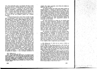 viver. Nas instituícóes totais, urn exemplo útil disso é dado
por Robert Stroud, o "Homem Pássaro" que, ao observar os
pássaros de sua jánela, e através de urna carreíra espeta-
cular de artimanhas e substituicóes, construiu um labora-
tório e se tornou uro notávei colaborador da literatura mé-
dica - embora fizesse tuda isso dentro da prisaol 71• Os
cursos de línguas nos campos de prisioneíros de guerra e
os cursos de arte nas prisóesl12 podem dar a rnesma
Iiberacáo,
O Hospital Central dava vários desses mundos de fuga
para os internadost'", Um deles era o do esporteo Alguns
dos jogadores de baseball e alguns jogadores de tenis pare-
ciam tao ligados a seu esparte, e ao registro diário de seus
esforcos na competicáo, que pelo menos durante os meses
de veráo esse era o seu ínteresse dominante. No caso do
basebaíl isso era ainda mais fortalecido pelo fato de que,
dentro do hospital, os pacientes coro liberdade de circula-
~ao poderiam seguir os jogos nacionais de baseball da mes-
ma forma que qualquer pessoa do mundo 'externo. Para
alguns pacientes jovens, que nunca deixavam de compare-
cer, desde que tivesse Iícenca para isso, a um baile organi-
zado no seu servico ou no edificio de recreacáo, era possí-
vel viver pela possibilidade de encontrar alguém "interés-
sante" ou reencontrar alguém que já tinha sido encontrado
- mais ou menos como os estudantes universitários sao
capazes de suportar os seus estudos ao esperar novos "na-
moros" que podern ser conquistados nas atividades extra-
curriculares. No Hospital Central, a "moratória no casa-
mento", que efetivamente libertava o individuo de suas
obrigacóes conjugais coro relacáo a uro nao-paciente, acen-
tuava essa atividade de evasáo, Para alguns pacientes, a
representacáo teatral, realizada duas vezes por ano; era urna
atividade muito eficiente de evasáo; provas, ensaios, pre-
paracáo de roupas, cenários, montagern, elaboracáo e reela-
boracáo dos textos, representacáo - tuda ísso parecia tao
eficiente quanto no mundo externo, para construir urna vida
isolada para os participantes. Outra "viagem", importante
para alguns pacientes - e uma grande preocupacáo para
os capeláes do hospital - era a aceítacáo entusiástica da
(171) GADDIS, op, cit.
(172) J. F. N., op, cit., pp. 17-18.
(173) Além da classifica!rBo social informal e da forma!rio de grupo
informal na prislio, muitas veees parece haver urna atividade de afasta-
mento. CALDWELL, op. dt., pp, 651~s3 di alguns exemplos .ínteressaates do
que os presos usavam: os que conseguiam e usavam t6XICOS; os que se
ocupavam de trabalho com cauro, destinado i venda; os "espartanos",
paraos quais. aparentemente, o armárío da cela serna como refúgi.o~ os
homossexuais; os jogadores etc. O fundamental em todas essas ativlda-
des 6 que cada wna delas constr6i um mundo para a pessoa, de forma
a afastar a prislo.
250
religiáo. Para alguns pacientes, outra forma de evasáo era
dada pelo jogo de azar174•
As formas portáteis de evasáo eram muito aceitas no
Hospital Central - histórias de detetives-"; baralho, e até
quebra-cabecas eram carregadas pelos pacientes. Nao ape-
nas era poesível evadir-se da enfermaria e dos pátios através
desses meios, como também se o doente precisasse esperar
maís 011 menos durante urna hora por um funcíonário, ou
por uma refeicáo, 011 pela abertura do edificio de recreacáo,
a conseqüencia para o eu dessa subordinacáo poderla ser
enfrentada imediatamente pelo equipamento pessoal de
construcáo de uro mundo.
Os meios individuais de criacáo de um mundo eram
notáveis. Uro doente deprimido, alcoólatra e com tenden-
cias para o suicidio, e que aparentemente era bom jogador
de bridge, desprezava quase todos os outros doentes como
parceiros para esse jogo, carregava consigo o seu tabuleiro
de jogo e de vez em quando escrevia, pedindo novo con-
junto de torneios, Com sua goma de mascar predileta e seu
rádio de bolso, podia afastar-se livremente do hospital,
cercando todos os seus sentidos com coisas agradáveis.
Ao considerar as atividades de evasáo, podemos, apre-
sentar novamente o problema de entrega excessiva a um
estabelecimento, Por exemplo, na lavanderia do hospital
havia um doente que estava no servíco há vários anos.
Tínha recebído a tarefa de mestre extra-oficial e, ao con-
trário do que ocorria com quase todos os outros pacientes,
lancava-se ao trabalho coro urna capacidade, urna dedica-
c;ao e urna seriedade que se tornavam evidentes para muitos.
A seu respeíto, dizia o responsável pela lavanderia:
(174) MELVILLE, op, cit. dedica todo um capítulo. o LXXIII, ao
ícso ilícito em seu navío.
(175) BEHAN. op. cit., descreve rnuito bem o papel liberador da
1eitura na prisao; ver, tarnbém, HECKSTALL-SMITH, op, cu, p. 34: "A bi-
blioteca da prisio apresentava urna sele!rao muíto boa de livros. Mas,
com a passagem do ternpo, verifiquei que eu estava lendo apenas para
matar o tempo - lendo tudo que podia pegar. Durante essas primeiras
semanas, a leítura atuava como soporífero e, nas langas nones de verse,
multas vezes dormia sobre o meu Iivro",
KOGON, op. cít., pp. 127-28, dá uro exemplo de campo de concentra-
!rao: "No inverno de 1942-1943, váríos roubos seguidos de péo na bar-
raca N.« 42 de Buchenwald tomaram necessário o estabelecímento de urna
guarda-noturna. Durante muitos meses me apresente¡ como voJuntário para
essa tarefa, pegando o turno das tres as seis da manhá. Isso sígníñcava
flcar sentado, sozinho, na sala de estar. enquanto os roncos dos cama-
radas vinham da outra extremídade. Pela primeira vez eu estava Iivre
da inevitável companhia que usualmente estorveva e compr-imía qualquer
atividade individual. Que grande experiencia fo¡ sentar, quieto, ao lado
de urna lampada fraca, e afundar-me nas páginas dos Díeílogos de Platño,
Swan Song de Galsworthy; ou nas obras de He'ne, Klabund, Mehring!
Helne? KIabund? Mehring? É verdade, cases autores pcdinm ser ilegal-
mente lidos no campo de concentracño. Estavarn entre os lívros recolhi-
dos das coteczes jogadas ao líxo em todo o país".
251
/
 