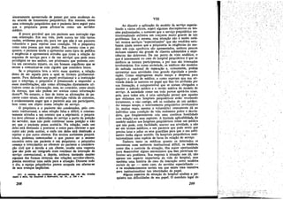 sinceramente apresentado de passar por urna mudanca do
eu através de tratamento psiquiátrico. Em resumo, existe
urna orientacáo psiquiátrica que o paciente deve seguir para
que o psiquiatra possa afirmar-se como um servidor
médico.
É poueo prováveI que uro paciente sem ínstrucáo siga
essa orientacáo, Em sua vida, pode nunca ter tido tantas
razóes, evidentes para ele, para ver que nao é uro paciente
voluntário e para rejeitar essa condícáo, Ve o psiquiatra
como urna pessoa que tero poder. Ero contato coro o psi-
quiatra, o paciente tende a apresentar esses tipos de pedidos
e exigencias e apresentará atitudes que tiram a relacáo do
esquema de servíco para o de um servícal que pede mais
privilégios ao seu senhor, uro prisioneiro que protesta con-
tra uro carcereiro injusto, ou uro homem orgulhoso que se
recusa a comunicar-se com alguém que considera louco.
Se o psiquiatra leva a sério essas queixas, a relacáo
deixa de ser aquela para a qua! se formou profíssional-
mente. Para defender seu papel profissional·e a ínstituicáo
que o emprega, o psiquiatra é pressionado a responder a
essas manifestacóes, nao como añrmacóes diretamente uti-
lizáveis como de ínformacáo, mas, ao contrário, como sinais
da doenca, que nao podem ser aceitos como informacáo
direta33• No entanto, o fato de tratar as afírmacóes do pa-
ciente como sinais, nao como descricáo válida de sintomas,
é evidentemente negar que o paciente seja uro participante,
bem como um objeto numa relacáo de servíco.
..o psiquiatra e o paciente sáo condenados, pelo con-
texto institucional, a urna relacáo falsa e difícil, e constan-
temente atirados a uro contato que a exprimirá: o psiquia-
tra deve oferecer a delicadeza do servíco a partir da posi~áo
do servidor, mas nao pode continuar nessa posi~áo a nao
ser que o paciente possa aceitá-la, Na relacáo, cada um
deles está destinado a procurar o outro para oferecer o que
outro nao pode aceitar, e cada um deles está destinado a
rejeitar o que outro oferece. Em muitos ambientes psiquiá-
tricos, podemos testemunbar o que parece ser o mesmo
encontro entre uro paciente e uro psiquiatra: o psiquiatra
comeca o intercámbio ao oferecer ao paciente a considera-
l;ao civil que é devida a um cliente, recebe urna resposta
que náo pode ser integrada num contínuo da ínteracáo de
servíco convencional, e depois, embora tentando manter
algumas das formas externas das rela~óes servidor-cliente,
precisa encontrar urna saída para a sítuacáo. Durante todo
o día, a equipe psiquiátrica parece ocupada em afastar-se
de seus avances implícitos.
(33) A rc:speito do problema de ~ que Dio alo levad..
multo a I6rio, ver STANI'ON e 8cBWAaTZ. op. cit., p. 200 e SI.
298
VIII
Ao discutir a aplicacáo do modelo de servíco especia-
lizado a vários oficios, sugerí algumas discrepancias ou ten-
sóes padronizadas, e sustentei que O servíco psiquiátrico in~­
titucionalizado enfrenta uro conjunto muito grande de tais
problemas. Em si mesma, essa situacáo nao é muito notá-
velo muitos servieos "especializados" que sao vendidos satis-
f~m ainda menos que a psiquiatria as exigencias do mo-
delo sob cuja aparencia sao apresentados, em~ra poucos
inc1uam número tao grande de clientes submetidos a expe-
riencias táo dolorosas. De uro ponto de vista analítico, o
que é interessante no caso do hospital psiquiátrico é que os
médicos se tornam participantes, e por isso sao internados
involuntários. EID nossa sociedade, os médicos sao modelos
do método racional de reparacáo e, comumente, podem
apresentar suas atividades COro grande dignidade e pende-
racáo, Como empregaram muito tempo e despesas pa~a
adquirir o papel de médico, e como esper~ q,:e ~ua ati-
vidarle diária os sustente no papel que lhes foi atribuído por
sua formacáo, é compreenstvel qué se sintam obrigados a
manter o método médico e a versáo médica do modelo de
servico. A sociedade como uro todo parece apoiá-los nisso,
pois, para todos nós, é urna satísfacáo pensar que aqueles
que exilamos nos hospitais psiquiát!icos estáo rece~e~do
tratamento, e nao castigo, sob os CUidados' de uro medico.
Ao mesmo tempo, o internamento psiquiátrico involuntário
(e, muitas vezes, mesmo o voluntário) comumente dá ao
indivíduo urna condicáo de vida realmente pobre e desola-
dora, que freqüentemente cria u!Ua; contím~a ~~stilidade
com relacáo aos seus captores. A 'limitada aplicabilidade do
modelo médico aos hospitais psiquiátricos reúne um médico
. que nao pode, coro facilidade, manter sua atividade, .a nao
ser ero termos médicos, e uro paciente que pode sentir qu.e
precisa lutar e odiar os seus guardiáe.s l?ara .qu~ o .seu ~ofr~­
mento tenha algum sentido. Os hospítaís psíquíátricosmsti-
tucionalizam urna espécie de farsa da relacáo de servico.
Embora tanto os médicos quanto os. internados se
encontrem num ambiente institucional difícil, os médicos,
como tém o controle da situacáo, tém maior oportunidade
para desenvolver alguns mecanismos que lhes permitam en-
frentar seu problema. Sua resposta a situacáo nos dá, nao
apenas uro aspecto importante da vida do hospital, mas
também urna história de caso da interacáo entre modelos
sociais de ser - neste caso, do servidor especializado -
e os estabelecimentos sociais em que existe urna tentativa
para institucionalizar tais identidades de papel: .
Alguns aspectos da sítuacáo do hospital ajudam o PSI-
quiatra nas dificuldades de seu papel. O mandato lega! do
299
I
~ -
....
 