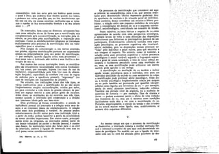 contemplativo: tuda isso serve para nos lembrar quem somos,
e quem é Deus, que podemos ficar doentes quando nos vemos,
e podemos nos voltar para Ele; que, no ñm, descobriremos que
Ele está em nós, em nossas naturezas purificadas que se toma-
ram o espeIho de Sua extraordinátia bondade e de Seu infinito
amor. ( ... )86 '
Os internados, bem como os diretores, ativamente bus-
cam essas reducóes do eu de forma que a mortiflcacáo seja
complementada pela automortificacáo, as restrícóes pela re-
núncia, as pancadas pela autoflagelacáo, a ínquisicáo pela
confissáo. Como os estabelecimentos religiosos se ínteressam
explicitamente pelo processo de mortifícacáo, térn um valor
específico para o estudioso.
Nos campos de concentracáo e, em menor extensáo,
nas prisóes, algumas mortificacóes parecem ser organiz.adas
apenas ou principalmente pelo seu poder de mortificacáo,
- por exemplo, quando alguém urina num prisioneiro -
mas nesse caso o internado nao aceita e nem facilita a des-
truicáo de seu eu.
Em muitas das outras ínstituicóes totaís, as mortifica-
~Oes sao oficialmente racionalizadas com outros fundamen-
tos, tais como, por exemplo, higiene (no caso do uso do
banheiro), responsabilidade pela vida (no caso de alimen-
tacáo forcada) , capacidade de combate (no caso de regras
do exército para a aparencia pessoal), "seguranca" (no
caso de restricóes em regulamentos de prisóes) ,
No entanto, nas instltuícóes totais dos tres tipos, as
várias justificativas para a mortíficacáo do eu sao muito
freqüentemente simples racionalizacóes, criadas por estor-..
cos para controlar a vida diária de grande número de pes-
soas em espaco restrito e com pouco gasto de recursos.
Além disso, as mutilacóes do eu ocorrem nos tres tipos,
mesmo quando o internado está cooperando e a direcáo
tem interesses ideais pelo seu bem-estar.
Dois problemas já foram considerados: o sentido de
ineficiencia pessoal do internado e a relacáo entre seus de-
sejos e os interesses ideais do estabelecimento. A relacáo
entre esses dois problemas é variáve1. As pessoas podem
voluntariamente decidir entrar para urna instituicao total e,
a partir de entáo, podem lamentar a perda da possibilidade
de tomar decísóes importantes. Em outros casos, principal-
mente entre os religiosos, os internados podern partir de
uro desejo voluntário de perder a decisáo pessoal, e manter
esse desejo. As instítuicóes totais sao fatais para o eu civil
do internado, embora a ligacáo do internado com esse eu
civil possa variar consideravelmente.
(86) MERTON, op. cít., p. 372.
48
Os processos de mortificacáo que considerei até ~qui
se referem as conseqüéncias, para o eu, que pess~as or~en­
tadas para determinado idioma expressivo -pode~la~ }lrar
da aparencia, da conduta e da situacáo ge:al do, lI~dlVlduo.
Neste contexto, desejo considerar um terceiro e ultimo pro-
blema: a relacáo entre esse esquema simbólico de interacño
para a consideracáo do destino do eu e o esql;1ema conv:n-
cional, psicofisiológico, centralizado no concedo de tensao,
Neste relatório, os fatos básicos a respeito do eu estéo
apresentados de acordo com urna perspectiva s~cioló.gi.5=a,
e sempre levam de volta a urna descricáo das dl~poSlr;oes
institucionais que delíneiam as prerrogativas pessoais de um
participante. Evidentemente, admite-s~ .també~ ~ma ~L1po­
si~áo psicol~gica; o~ proce~sos .c~gmhvo~ .sao m~anavel~
mente incluidos, pois as dISpOS19oes SOClalS precisarn ser
"lidas'' pelo indivíduo e pelos outros, para que encontr.e a
sua imagem aí suposta. No entanto, como já sustenter, a
relacác entre esses processos cognitivos e outros processo~
psicológicos é muito variável; segundo a linguagem expres-
siva e geral de nossa sociedade, o fato de nossa c~be~a ser
raspada é facilmente percebido como urna mutilacác do
eu, mas, se essa mortificacáo pode enfurecer um doente
mental, pode agradar a um monge. , . .
A mortificacáo ou mutilacáo do eu tendem a incluir
aguda tensáo psicológica para o individuo, mas para um
indivíduo desiludido do mundo ou com sentírnento de cul~a,
a mortíficacáo pode provocar alívio psicol?gico. Além dís-
so, a tensáo psicológica freqüentemente criada_por ::taques
ao eu pode também ser provocada por questoes nao-per-
cebidas como ligadas aos territórios do eu - por exemplo,
perda do sono, alimento insuficiept~, indecisáo ...cr~nica.
Também um elevado nível de angustia, ou a ausencia de
materiais de fantasia - por exernplo, fitas de cinema e
livros - podem aumentar muito o efeito de urna viol~W..áo
das fronteiras do eu, mas ern si mesmas essas condicées
facilitadoras nada térn a ver com a mortifica9ao. do :u.
Portanto, empíricamente, o estudo da tensáo ~ ~as lOvasoe~
do eu estará muitas vezes ligado, mas, analíticamente, al
existern dois esquemas diferentes.
v
Ao mesmo tempo em que o processo de mortificacáo
se desenvolve o internado comeca a receber instrucáo for-
mal e inform~l a respeito do que aqui será denominado sis-
tema de privilégios. Na medida em que a ligacáo do inter-
nado com seu eu civil foi abalada pelos processos de des-
49
r'.,...
",' ,
 