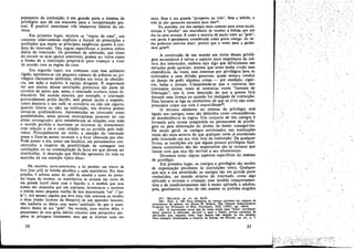 pojamento da instituicáo, é em grande parte o sistema de
privilégios que dá um esquema para a reorganizacáo pes-
50a1. e possível mencionar tres elementos básicos do sis-
tema.
Em primeiro lugar, existem as "regras da casa", uro
conjunto relativamente explícito e formal de prescricóes e
proibicóes que expóe as principais exigencias quanto acon-
duta do internado. Tais regras especificam a austera rotina
diária do internado. Os processcs de admissño, que tiram
do novato os seus apoios anteriores, perlero ser vistos como
a forma de a instítuícáo prepará-lo para comecar a viver
de acordo coro as regras da casa.
Ero segundo lugar, em contraste coro esse ambiente
rígido, ,apresenta-se uro pequeno número de premios ou pri-
vilégios claramente definidos, obtidos em troca de obedien-
cia, em ar;;:ao e espirito, a equipe dirigente. É importante
ver que muitas dessas satisfacóes potenciais sao parte da
corrente de apoio que, antes..o internado aceitava como in-
discutível, No mundo externo, por exemplo, o internado
provavelmente podia decidir, sem pensar muito a respeito,
como desejava o seu café, se acenderia ou nao uro cigarro,
quando falaria ou nao; na Instituicáo, tais direítos podem
tornar-se problemáticos. Apresentadas ao internado como
possibilidades, essas poucas reconquistas parecem ter um
efeito reintegrador, pois restabelecem as relacóes com todo
o mundo perdido e suavizarn os sintoroas de afastamento
com relacáo a ele e com relacáo ao eu perdido pelo indi-
víduo. Principalmente no inicio, a atencáo do internado
passa a fixar-se nesses recursos e a ñcar obsecada por eles.
Pode passar o día, como um fanático, em pensamentos con-
centrados a respeito da possibílidade de conseguir tais
satisfacóes, ou na contemplacáo da hora ero que devem ser
distribuídas. A descricáo que Melville apresenta da vida na
marinha dá um exemplo típico disso:
Na marinha norte-americana, a lei permite um oitavo de
litro [urn gill] de bebida alcoólica a cada marinheiro. Em duas
porcóes, é servida antes do café da manhá e antes do jantar.
Aa toque do tambor, os marinheiros se reúnem em torno de
um grande barril cheio com o líquido; e, a medida que seus
nomes sao chamados por um aspirante, levantam-se e recebem
a bebida numa pequena vasilha de lata denominada "tot" ("go-
le"). Até mesmo alguém que leva urna vida suntuosa ao recebe-
o tócai [vinho licoroso da Hungria] de um aparador luxuoso,
nao lamberia os lábios com maior satisfacño do que o mari-
nheiro diante de seu "gole". Na verdade, para muitos deles, a
pensamento de seus goles diários constitui urna perspectiva pero
pétua de paisagens fascinantes, mas que se afastam cada vez
50
mais. Esse é seu grande "prospecto na vida", Sem a bebida, a
vida já nao apresenta encantos para eles!'7..
Na marinha um dos castigos mais comuns para erras muito
triviais é "proibir" uro marinheiro de receber a bebida por um
dia ou urna semana. E como a maíoría dé muito valor ao "gole",
sua perda é geralmente considerada como grave castigo. As ve-
zes podemos ouví-los dizer: prefirc que o vento pare a per~er
meu galesa.
A construcéo de um mundo em torno desses privilé-
gios secundários é talvez o aspecto mais imp?r:ta:nte da cul-
tura dos internados, embora seja algo que dífícilrnente uro
estranho pode apreciar, mes.mo que antes t~n~~ yivido essa
experiencia. Ás vezes, esse ínteresse por privilégios leva os
internados a urna divisáo generosa; quase sempre conduz
ao desejo de pedir algumas coisas - por exemplo, cigar-
ros, balas e jomais. Compreende-s.e que a c~nvers~ dos
internados muitas vezes se centraliza numa fantasía de
libertacáo", isto é, urna descrícáo do.que a ~s~a .f~rá.
durante urna lícenca ou quando for desligado da ínstituícao,
Essa fantasia se liga ao sentirnento de que os civis nao corn-
ida é ilhosa"preendem como sua VI a e maravI . . . " . "
O terceiro elemento no sistema de privilégio esta
ligado 'aos castigos; estes sao definid~s como c~nseqü~ncia~
de desobediencia as regras. Um conjunto de tais castt~o~ "e
formado pela recusa temporária ou permanente de pr~vlle­
gios Oll pela eliminacáo do direito de tentar c~nse.gll~-l.?s.
De modo geral, os castigos enfrentados. na.s" ínstítuícoes
totais sao mais severos do que qualquer corsa ja encontrada
pelo internado em sua vida fora da ínstituicáo. ~~ ~ualqu~r
forma, as condicóes em que alguns poucos privilégios facil-
mente controlados sao tao importantes sao as mesrnas que
fazem com que seja tao terrível o seu afastamento,
Devemos notar alguns aspectos específicos do sistema
de privilégio. . .. ". _
Ero primeiro lugar, os castigos e pnvlleg(o~ sao modos
de organizacáo peculiares as instituicóes totais, Qualquer
que seja a sua severidade, os castigos. sao em grande parte
conhecidos, no mundo externo do internado, como algo
aplicado a animais e enancas; esse modelo comportamen-
tista e de condicionamento nao é muito aplicado a adultos,
pois, geralmente, o fato de nao manter os padr5es exigidos
(87) MELVILLE, op. cit., pp. 62-63. .
(88) lbíd., p. 140. Para exemplos do mesmo proc;esso em campos. de
ortsíoneírcs de guerra, ver EOGAR H. SCHEIN. The Chmese Indcctrfnatíon
Prograrn Ior Prtsíoners of War, PsychiQtry, XIX (1956), PP. 160-61.
(89) 1:: ínteressante notar que as vezes existe urna "folía" cO.n:espon-
dente anterior a admissjlc, durante a qual o_futuro ~OV1~0 participa de
atívídades que, segundo sabe, lego depois. nao estarao ac sea alcanc;.
Para exemplo ínteressante a respertc de treíras, ver HULME, op. ou.; p. .
51
1"I
._,-'-'''''''
.'-~::.'.'.}.
v-
 