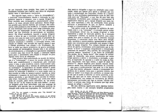 tar um internado dessa posicáo, bem como os recursos
atualmente limitados para fazé-lo, essa tática de adaptacáo
muitas vezes é efetivamente irreversíveI.
Ero segundo lugar, existe a "tática de intransigencia":
o internado intencionalmente desafia a instituicáo ao visi-
velmente negar-se a cooperar com a equipe dírigenteut.
Disso resultam uma intransigencia constantemente confir-
mada e, as vezes, elevado moral individual. Muitos hospi-
tais grandes para doentes mentais, por exemplo, térn enfer-
marias ande predomina essa -tendéncia. A rejelcéc constante
de urna instituicác total muitas vezes exige orientacáo cons-
tante para sua organizacáo formal e, por isso, paradoxal-
mente, uro tipo profundo de particípacáo no estabeleci-
mento. De forma semelhante, quando a equipe dirigente
aceita a tática de que o internado intransigente deve ser
vencido (tal como as vezes acorre quando os psiquiatras de
hospital recomendam o choque elétrico-P, ou os tribunais
militares condenam. a solitária), a instituicáo mostra, com
relacáo ao rebelde, urna devocáo tao especial quanto a que
o rebelde manifestou com relacáo a ela. Finalmente, em-
bora se saiba que alguns prisioneiros de guerra assumiram
urna posicáo de intransigencia durante todo o seu período
de encarceramento, a intransigencia é geralmente temporária
e constitui urna fase inicial de reacáo: o internado depois
passa para o afastamento coro relacáo asituacjío ou para
alguma outra tática de adaptacáo,
Urna terceira tática padronizada no mundo da institui-
93.0 é a "colonízacáo": o poueo do mundo externo que é
dado pelo estabelecimento é considerado pelo internado
como o todo, e urna existencia estável, relativamente satis-
fatória, é construída coro o máximo de satisfacóes possíveis
na instítuicáo'". A experiencia do mundo externo é usada
como ponto de referencia para demonstrar como a vida no
interior da ínstítuicáo é desejável, e a usual tensáo entre os
dois mundos se reduz de maneira notável; também se reduz
nitidamente o esquema de motivacáo baseado nessa discre-
pancia percebida, e que descrevi como peculiar as instituí-
9óes totaís. Geralmente, o indivíduo que aceita essa tática
pode ser acusado, pelos outros internados, de "ter encon-
trado uro lar" ou de "nunca ter tido nada melhor". A equi-
pe dirigente pode ficar perturbada com esse emprego da
instituicáo, pois percebe que as possibilidades positivas da
sítuacáo estáo sendo mal empregadas. Os "colonizados" po-
(117) Ver, por exemplo, a ctscussao sobre "The Resísters' em
SCHE[N, op. cit., pp. 166-67.
(118) BELKNAP. op. cu., p. 192.
(119) No caso de hospitaispara doentea mentais, os que aoeitam
essa estratégia sao as vezes denominados "curas institucionais" ou se diz
que sofrem de "hospltalismc".
60
d~m sent.ir-se abrigados a negar sua satisfacáo coro a insti-
tU195:0, aínda que apenas para apoiar a oposi9ao que sus-
tenta a solidariedade dos internados. Podem ter a necessi-
dade de criar problemas imediatamente antes da data mar-
cada para s:J.a "líbertacáo", o que lhes dá urna base apa-
r~ntemente invcluntária para continuar o internamente. É
SIgnificativo observar que a equipe dirigente que tenta tor-
nar mais suport~v~l. a vida nas ínstítulcóes totais precise
enfrentar a possibilidade de que, ao fazé-Io, aumente a
atracáo e a possibilidade da "colonízacáo",
. Uro quarto modo de adaptacáo ao ambiente da insti-
tuicáo total é o da "conversáo": o internado parece aceitar
a ínterpretacáo oficial (ou da equipe dirigente) e tenta
representar o papel do internado perfeito. Se o internado
"colonizado" constitui, na medida do possfvel, urna comu-
nidade livre para si mesmo, ao usar os limitados recursos
disponíveis, o convertido aceita urna tática mais discipli-
nada, moralista e monocromática, apresentando-se como al-
g.u~m cujo e~tusia~~o pela instituícáo está sempre a díspo-
sicao da equipe dirigente. Nos campos chineses de prisio-
neiros de guerra, encontramos norte-americanos que se tor-
naram "a favor" e aceitaram integralmente a interpretacáo
comunista do mundo120. Nos quartéis, há convocados que
parecem sempre "satisfeitos" e em busca de promocóes.
Nas prísóes, há os "dedos duros". Nos campos de concen-
trac;áo da Alemanha, urna pessoa encarcerada por muito
tempo passava a adatar o vocabulário, a recreacáo, a pos-
tura, as expressóes de agressáo e o estilo de roupa da Ges-
tapo, executando, eom ngor militar, o papel de chefe "de
mentira"121. Alguns hospítais para doentes mentais distin-
guem-se dando duas diferentes possibilidades de conversáo
- urna para o recém-adrnitido, que pode ver a luz depois
d~.~~a luta i~terior adequada e adatar a. ínterpretacáo 'psi-
quiátrica de SI mesmo; outra para o paciente crónico, que
adota as "poses" e as roupas dos auxiliares, ao mesmo tern-
po em que os ajuda a controlar os outros pacientes, e em-
prega um rigor que as vezes ultrapassa o destes últimos.
E, evidentemente, nos campos de treinamento de oficiais,
encontramos convocados que lago se tornam "ofíciaís con-
victos", e aceitam urna forma de tormento que logo seráo
capazes de infligir a outros122.
Há wna diferenca significativa entre algumas instituí-
9óes totais: muitas - por exemplo, hospitais progressistas
(120) ScHEIN, op. cít., PP. 167-69.
(121) Ver BRUNO BETTELHEJM, Individual and Mass Behavior in Ex-
treme Situations, JOUTnal 01 Abnormal and Soclal Psrchology, XXXVIII
(1943), pp. 447-51. Deve-se acrescenter que, cm campos de concentracáo,
a colonizacao e a conversác freqüentemente ocorriam juntas. Ver eOHEN,
ap. cit., pp. 200-3, onde se discute O papel do "Kapo".
(122) BREWSTER SMITH (STOUFFER, op. cit.), p. 390.
61
"
 