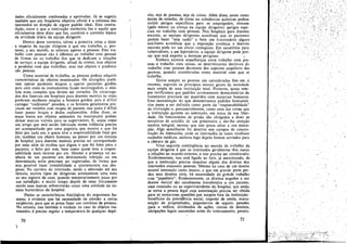 dades oficialmente confessadas e aprovadas. Já se sugeriu
também que um freqüente objetivo oficial é a reforma dos
internados na direcáo de algum padráo ideal. Esta contra-
dil;ao, entre ° que a instituicáo realmente faz e aquilo que
oficialmente deve dizer que faz. constitui o contexto básico
da atividade diária da equipe dirigente.
Dentro desse contexto, talvez a primeira coisa a dizer
a respeito da equipe dirigente é que seu trabalho, e, por-
tanto, ° seu mundo, se refercm apenas a pessoas. Este tra-
balho Ócom pessoas nao. é idéntico ao trabalho com pessoal
de firmas ou ao trabalho dos que. se dcdicam a relacoes
de servico; e equipe dirigente, afinal de cantas, tem objetos
e produtos com que trabalhar, mas tais objetos e produtos
sao pessoas.
Como material de trabalho, as pessoas podcm adquirir
características de objetos inanimados. Os círurgióes prefe-
rem operar pacientes magros a operar pacientes gordos,
pois coro estes os instrumentos ficam escorregadios, e exis-
tero mais carnadas que devem ser cortadas. Os cncarrega-
dos dos funerais em hospitais para doentes mentáis as vezes
preferem mulheres magras a homens gordos, pois é difícil
carregar "cadáveres" pesados, e os hornens geralmente pre-
cisam ser vestidos com roupas de passeio, nas quais é difícil
fazer passar bracos e dedos endurecidos. Além disso, os
maus tratos em objetos animados ou inanimados podem
deixar marcas visíveis para os supervisores. E, assím como
um artigo que está sendo fabricado numa indústria precisa
ser acompanhado por urna papeleta que mostre o que foi
feito por cada um, e quem teve a responsabilidade final por
ele, também um objeto humano, ao passar por um sistema
de hospital para doentes mentais precisa ser acompanhado
por urna série de recibos que digam o que foi feito para o
paciente, e feito por este, bem como quem teve a respon-
sabilidade mais recente por ele. Mesmo a presenca ou au-
sencia de uro paciente em determinada refeicñc ou em
determinada noite precisam ser registradas, de forma que
seja possivel fazer contabilidade e ajustamentos nas des-
pesas. Na carreira do internado, desde a admlssáo até seu
túmulo, muitos tipos de dirigentes acrescentam urna nota
ao seu registro de caso. quando temporariamente passa por
sua [urisdicáo, e muito tempo depois de estar físicamente
morto suas marcas sobreviveráo como urna entidade no sis-
tema burocrático do hospital.
Dadas as características fisiológicas do organismo hu-
mano, é evidente que há necessidade de atender a certas
exigencias. para que se possa fazer uso contínuo de pessoas.
No entanro, isso também é verdade no caso de objetos ina-
nimados; é preciso regular a temperatura de qualquer depó-
70
sito, seja de pcssoas, seja de coisas. Além disso, assim como
minas de estanho, de tintas ou substancias químicas podem
incluir perigos específicos para os empregados, existem
(pelo menos na crcnca da equipe dirigente) perigos espe-
ciais no trabalho com pessoas. Nos hospitais para doentes
mentais, as equipes dirigentes acreditam que os pacientes
podem bater "sern razáo" e ferir uro funcionário; alguns
auxiliares acreditam que a exposicáo contínua a doentes
mentais pode ter uro efeito contagioso. Ero sanatórios para
tuberculosos, e em leprosários, a equipe dirigente pode pen-
sar que está exposta a doencas perigosas.
Embora existam scrnelhancas entre trabalho com pes-
soas e trabal ha coro coisas, os determinantes decisivos do
trabalho com pcssoas decorrem dos aspectos singulares das
pessoas, quando consideradas como material coro que se
trabalha.
Quase sempre as pcssoas sao consideradas fins em si
rnesmas, segundo os principios morais gerais da sociedade
mais ampla de lima instituicáo total. Portanto, quase sem-
pre verificamos que padróes tecnicamente desnecessários de
tratamento precisam ser mantidos com materiais humanos.
Essa manutencáo do que denominamos padróes humanitá-
rios passa a ser definida como parte da "responsabilidade'
da instituicáo e, presumivelmente, como urna das coisas que
a instltuicéo garante ao internado, em troca de sua liber-
dade. Os funcionários de prisáo sao obrigados a deter as
tentativas de suicidio de uro prisioneiro e dar-lhe atencáo
médica integral, rnesmo que isso possa adiar a sua execu-
9áO. Algo semelhante foi descrito nos campos de concen-
tracño da Alemanha, onde os internados as vezes recebiam
cuidados médicos, embora logo depois fossern enviados para
acamara de gás.
Urna segunda contingencia no mundo de trabalho da
equipe dirigente é que os internados geralmente tero status
e relacóes no mundo externo, e isso precisa ser considerado.
Evidentemente, Isso está ligado ao fato, já mencionado, de
que a ínstituícéo precisa respeitar alguns dos direitos dos
internados enquanto pessoas. Mesmo no caso de um doente
mental internado como insano, e que em grande parte per-
deu seus direitos civis, há necessidade de grande trabalho
coro "papelorio", Evidentemente. os direitos negados a um
doente mental sao usualmente transferidos a uro parente,
urna comissáo ou ao superintendente do hospital, que entáo
se torna a pessoa legal cuja autorizacáo precisa ser obtida
para as numerosas questóes que surgem fora da instituicáo:
benefícios da previdéncia social, imposto de renda, manu-
tencáo de propriedades, pagamentos de seguro, pensóes
para a velhice, dividendos de acóes, contas de dentista,
obrigacóes legais assumidas antes do internamento, permis-
71
 