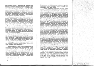 regra freqüente contra a apresentacáo de qualquer coisa
negativa a respeito da instituicáo, ajudam a manter a visáo
que o visitante tem do estabelecimento - e também a alie-
nar os internados daqueles cstranhos a quem nao podem
escrcvcr francamente. Muitas vezes, a distancia entre o esta-
belecimcnto e as residencias das familias dos internados
serve, nao apenas para esconder as "condicóes" no interior,
mas também para transformar a visita da família em algo
semelhante a urna excursáo festiva, para a qual a adminis-
tracáo pode fazer urna grande preparacáo.
Evidentemente, é possivel que o visitante seja um fun-
cionário, parte da ligacáo institucional entre o dirigente de
nivel rnais alto e urna reparticáo responsável pelo controle
de toda urna categoria de instituicóes; nesse caso, podemos
esperar que a preparacáo de urna exibicáo seja omito com-
plexa. Uro exemplo da vida de prisáo na Grá-Bretanha
(apresentada na gíria de prisáo do autor) pode ser citado:
De vez em quando, este xadrez, como todos os outros do
país, recebe a visita de um funcionário. Esse é um dia importan-
te na vida dos carcereiros e dos chefes. Na véspera, comeca urna
limpeza geral. Todos os pisos sao lavados, 'os metais polidos. As
celas também passam por limpeza. O pátio de exercícios é
lavado, há limpeza nas camas, e nos dizem que nossos cantos
devem ficar limpos e arrumados.
Chega o grande dia. O comissário geralmente tero um ca-
saco negro e chapéu preto, mesmo no veráo, e qtíase sempre
traz também uro guarda-chuva. Nao se¡ por que tanta onda com
ele, se tudo que faz é chegar, almocar com o chefe, dar urna
olhada pelo xadrez, pegar o seu carráo e ir embora. As vezes
chega na hora do almoco e pergunta para um de nós: "como é
que está a comida? vecé tem alguma queixa?'
Vecé olha para o diretor e depois para o cczínheiro (sao
seus companheiros constantes enquanto está 00 xadrez) e res-
ponde: "nenhuma queixa, meu senbor'utt.
Qualquer que seja o efeito de tais visitas sobre os pa-
dróes diárics, parecem servir como urna recordacáo, a todos
no estabelecimento, de que a instituicáo nao é um mundo
inteiramente isolado e de que tem alguma Iigacáo, burocrá-
tica e de subordinacáo, com estruturas do mundo mais
amplo. A exibicáo institucional, qualquer que seja sua au-
diencia, pode também dar aos internados a idéia de que
estáo ligados amelhor instituicáo desse tipo. Os internados
parecem surpreendentemente dispostos a acreditar. nisso,
(177) NORMAN. op. cit., p. 103.
"92
Evidentemente, através dessa crenca, podem sentir que térn
um status no mundo mais amplo,'embora através da con-
dicáo que os afasta desse mundo.
A criacáo da exibicáo institucional nos ensina algo a
respeito do processo de sirnbolizacáo. Em primeiro lugar,
a parte da instituícáo que é exibida tende a ser a parte nova
e mais atualizada, e que será transformada amedida que
forem instituídas novas práticas ou houver aquisicáo de
novo equipamento. Por isso, quando urna nova enfermaría
passa a ser usada num hospital para doentes mentais, a
equipe do edifício que antes era o "novo" pode "ter uro
relaxamento", por saber que seu papel como pessoas mode-
lares e recepcionistas de funcionários superiores passou
para outros. Em segundo lugar, a exibícáo certamente nao
precisa estar ligada a aspectos nitidamente cerimoniais da
instituicáo - por exemplo, flores e cortinas - mas muitas
vezes acentua objetos utilitários, por exemplo, último equi-
pamento de cozinba, ou urna complexa sala de cirurgia; na
realidade, a funcáo da exibicáo desse equipamento pode ser
parte da razáo para adquirí-lo. Finalmente, cada itero de
exíbícáo terá necessariamente conseqüéncias concretas; em-
bora estas difícilmente possam igualar-se a impressáo que
o itero provoca numa exibicño, nao deixam de ser. signifi-
cativas. A exíbicáo de fotografias nas salas dos estabeleci-
mentes totais, onde se mostra o ciclo de atividades pelas
quais o internado ideal passa com a equipe dirigente ideal,
freqüentemente tem urna relacáo muito pequena com os
fatos da vida institucional, mas, pelo menos, alguns inter..
nades passam urna manhá agradável posando para as foto..
grafias. Os murais pintados por internados, que as prisées,
os hospitais para doentes mentais e outros estabelecimentos
exibem orgulhosamente nurn local bem visível, nao sao pro-
vas de que os internados, como um todo, sáo estimulados a
realizar trabalho artístico, ou que se sentem inspirados pelo
ambiente, mas dá prevas de que pelo menos Uro internado
póde realizar o seu trabalhc-", O alimento servido no dia
da inspecáo ou de port5es abertos pode dar pelo menos um
dia de alivio para a rotinavt''. A visáo favorável do estabe..
lecirnento, apresentada no boletim interno e nas represen-
tal)'OeS teatrais, tero pelo menos certa verdade, consideran-
_ (178) Um caso exemplar de internado que explora o valor de reta-
coes públicas de seu passatempo é o Iabcratório ornitológico organizado
pelo presidiár¡o Robert Stroud, em Leavenworth (ver GADDIS, op, dt.).
Como se poderla esperar, os artistas internados as vezes se recusam a
c!?operar e nao aceitam a Iiberdade para pintar, em traca da apresenta-
cae 'de alguma COlSa que poderia ser usada pela admínístracác como
prava do caráter gcral do estabelecimento. Ver NAEVE, oo. ctt., pp. 51-55.
(179) Por e.xemplo. CANTlNE e RAINER, op, cu., p. 61; DENDRICKSON
e THOMAS, op. cu., p. 70.
93
I
/
"-'-'.'""""'."".'....~.•;-"",,", '
 