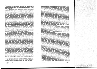 "acompanhar" a a~ao oficial, de forma que mesmo aqui o
pré-paciente pode sentir que urna coalizáo alienadora se for-
mou contra ele.
A experiencia moral de -ser urna terceira pessoa nessa
coalízáo tende a amargurar o pré-paciente, principalmente
porque suas perturbacóes provavelmente já levaram a certa
separacáo com relacáo a pessoa mais próxima. Depois de
entrar no hospital, as visitas contínuas pela pessoa mais pró-
xima podem dar ao paciente a "compreensáo" de que tuda
foi feito para beneficiá-lo, No entanto, as visitas iniciais
podem temporariamente intensificar o seu sentimento de
abandono; tende a pedir que o visitante o tire dali ou que,
pelo menos, consiga maiores privilégios ou se cornpadeca
de sua horrível situacáo - ao que o visitante comumente
só pode responder com urna nota de esperanca, ou fingindo
nao "ouvir" os seus pedidos, ou afirmando ao paciente que
as autoridades médicas conhecem essas coisas e estáo fazen-
do o que é melhor para sua recuperacáo. Depois, o visitante
voIta, despreocupadamente, para um mundo que, segundo o
sabe o paciente, está íncrivelmente cheio de liberdades e
prívilégios, fazendo corn que o paciente sinta que a pessoa
mais próxima dele está apenas acrescentando um consola
hipócrita a um caso claro de desercáo traícoeira,
A profundidade com que o paciente pode sentir-se traí-
do pela pessoa mais próxima parece aumentar pelo fato de
que algllém testemunha sua traieáo - um fator aparente.
mente significativo em muitas situacóes que envolvam tres
pessoas, A pessoa ofendida pode, quando sozínha com quem
a ofende, agir de maneira tolerante e conciliadora, prefe-
rindo a paz ajustica. No entanto, a presenca de urna teste-
munha 'parece acrescentar algo as conseqüéncías da ofensa.
Afinal, nesse caso, está fora do poder do ofendido e de
quem ofende esquecer, apagar ou suprimir o que aconteceu;
a ofensa tornou-se um fato social püblíco'". Quando a tes-
temunha é urna comíssáo de saúde mental :- tal como
acorre freqüentemente - a trai~ao testemunhada pode
transformar-se numa "cerimónia de degrada~ao"19. Em tais
casos, o paciente ofendido pode pensar que há necessidade
de alguma extensa a!rao reparadora diante da testemunha,
a fim de que possa restaurar sua honra e seu valor social.
Devemos mencionar dais outros aspectos da trai!rao
percebida. Em primeiro lugar, os que sugerem a possíbíli-
dade de outra pessoa entrar num hospital para doentes men..
tais tendero a náo dar urna vísáo realista da maneira pela
qual isso pode atingi-la. Muitas vezes, ouve dizer que rece-
(18) Urna paráfrase de KUJ.T RIEZLER, Comment on the Social Psy·
chology of Shame, American 10unuU o/ Soclology, XLVIII (1943). p. 458.
(19) Ver HAR.OLD GA.RP:lNXEL, Conditions of Successful Degradation
Ceremoníes, American 10urnQI 01 soctoioev, LXI (1956), pp- 420-24.
120
berá o tratamento médico adequado e repouso, e pode ficar
boa e sair dentro de alguns meses. Em alguns casos, podem
estar ocultando aquilo que ,sabem, mas penso que, ,de ~odo
geral, dizem o que lhes parece ~ verdade. AqUl, existem
díferencas significativas entr~ pacientes e ~sp~Iahstas me-
diadores' os mediadores, mars do que o público em gera~,
podem ~ensar em hospita~s.psiquiátricos. como estabelecl-
mentas para tratamento médico a curto prazo, ~nde a aten-
!ráo e o repouso necessáríos pod~ .ser voluntariamente o~..
tidos, e nao como locaís de exílio Imposto.. Quan~o o pre-
-paciente chega ao hospital pode descobr~r, rapídamente.
coisas muito diferentes. Descobre que a informacáo que
lhe foi dada sobre a vida no hospital era urna forma de
fazer com que opusesse menos resistencia do que a q~e
apresentaria se soubesse aquilo que depoís ~~scobre. Quais-
quer que sejam as intencóes dos que par:lc1param ~e sua
transicáo de pessoa a paciente, pode sentir que o tapea-
ram" para colocá-Io na situacáo. .
Estou sugerindo que o pré-paciente c~me~a com, ~e~o
meDOS parte dos díreítcs, Iiberdades e sausfa~óes do CIVil,
e termina numa enfermaria psiquiátrica, despojado de quase
tuda. Aqui, o, problema é saber como se consegue esse
despojamento. Este é o segundo aspecto do sentrmento de
traicño que desejo considerar. " . .,
Na vísáo do pré-paciente, o circuito de figuras sigm-
ñcatívas pode atuar como urna espécie de fun~l de trarcao.
A passagem de pessoa a paciente pode ser realizada ~t~ayes
de urna série de estádios ligados, cada um d~s quais dirigido
por um agente diverso. Embora cada estádlo ten.da a pro-
vocar um brusco declínio DO status de adulto ~lívre, cad~
agente pode tentar manter a fic!rao de que nao. ocorrera
outra queda. Pode até conseguir enviar o pré-paciente para
o agente seguínte,' ao mesmo ternpo em que ~ust.enta~ essa
añrmacáo. Além dísso, através de palavras, indicacóes e
gestos, o pré-paciente pode ser levado, J?Clo agente.atual, a
participar com ele de urna conversa amav~l que CUidadosa-
mente evita os fatos administrativos da s1tu.a-;ao, mas que
se toma, em cada estádio, mais oposta a. tais fatos. É me-
lhor que o cónjuge nao preci~ c~orar para fazer com qu~
o pré-paciente consulte um pSlqmat;a; é me~or que os PSl-
quiatras evitem a cena que ocorrena se o pre-paclente des-
cobrisse que ele e o cónjuge váo ser entrevlsta~o~ separada..
mente e de forma diferente; raramente a :p<?hcla l~va UJ?1
pré-paciente em camisa-de-force, pois é mmt? ,:",us .fácil
dar-lhe uro cigarro, dizer-lhe urnas palavras amaveis, e h~r­
dade para descansar no banco de trás do ca~~ de polícia;
finaímente o psiquiatra encarregado da admissáo sabe que
é melhor ;ealizar o seu trabalho no sile~~!o ~ n? l?xo da
"sala de recepcáo" onde, como consequencia incidental,
121
/'
...' ,
r.
 