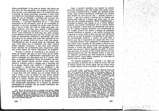 última possibilidade. E isso pode Ser devido, nao apenas aos
seus níveis de vida degradada, mas também amaneira sin-
gular ~m que a sua significacáo para o en é explicitada para
o paciente, de forma penetrante, persistente e total. Urna
vez alojado em determinada enfermaría, o paciente é infor-
mado de que as restricóes e prívacñes que encontra nao
resultam de algumas forcas cegas, como a tradicáo ou a
.econ0!Oia,. - e portanto dissociáveis do eu -- mas partes
mtencionaís de seu tratamento, parte de sua necessidade no
Jl.lomento, e, por isso, expressáo do estado a que foi redu-
z~d~ o seu eu. Como te:r;n todas as razóes para pedir con-
dícóes melhores, ouve dizer que, quando a adrninistracáo
achar que "é capaz de controlar-se" ou "viver confortavel-
mente" numa enfermaria de nível mais alto, seráo tomadas
as providencias necessárias para isso. Em resumo, sua colo-
cacáo em determinada enfermaria é apresentada, nao como
um premio ou um castigo, mas como urna expressáo de seu
nível .geral de atuacáo social, seu status como urna pessoa.
Considerando-se que os piares níveis de enfermaria dao
urna retina diária que os internados com lesáo cerebral
podem assimilar facilmente, e que esses seres humanos
muito limitados sao apresentados para comprová-Io, pode-
mos avaliar alguns dos efeitos "especulares" do hospítaf".
Portanto, o sistema de enfermarias é um exemplo ex-
tremo da maneira pela qual os fatos físicos de urn estabe-
lecimento podem ser explicitamente empregados para mo-
delar a concepcáo que urna pessoa tem de si mesma. Além
disso, ~ mandato psiquiátrico oficial dos membros dos hos-
pitais -para doentes mentais provoca ataques ainda mais
diretos e violentos contra a imagem que o internado tem
de si mesmo. Quanto mais "médico" e ·"progressista" for
uro hospital - quanto mais tenta ser terapéutico e nao
apenas "depósito" - mais precisa enfrentar a afirmacáo da
alta adminístracáo de que seu passado foi uro fracasso, que
a causa disso está nele mesmo, que sua atitude diante da
vida é errada, e que, se desejar ser 'urna pessoa, precisa
mudar sua maneira de lidar coro as pessoas e suas concep-
¡;óes de si mesmo. Muitas vezes, tomará consciencia do
valor moral desses ataques verbais ao ser abrigado a aceitar
essa interpretacáo psiquiátrica de si mesmo em períodos
estabelecidos de conñssáo, seja em sessóes individuais, seja
,em psicoterapia de grupo.
(30) Bste é um aspecto em que os hospitais para dcentes mentais
podem ser mores do que campos de ccnceetracjc e prls(5es como locais
para .'~a~" 0. tem~o; nos prim~iros, ° auto-isolamento com re1~íio 15
ccesecüencías Simbólicas do ambiente pode ser mais fácil. Na realldade
? auto-isol~ento em hospitals psiquiátricos pode ser tao difícil, que par~
1530 os pacíentes precisara empregar recursos que a administr~io inter-
preta como sintomas psic6ticos.
128
Aqui, é possível apresentar um aspecto da carreira
moral dos internados e que tem relacáo com multas carrei-
ras morais. Considerando-se o estádio que qualquer pessoa
atingiu numa carreira, geralmente verificamos que constrói
urna imagem do curso de sua vida - passado, presente e
futuro - que corta, abstrai e deforma de tal maneira que
permite urna vísáo de si mesmo que possa expor de ma-
neira útil nas situacóes presentes. Muito freqüentemente, a
estratégia da pessoa com relacáo ao eu a coloca, defensi-
vamente, num acordo fundamental com os valores básicos
de sua sociedade, e assim pode ser denominada uma apolo-
gia. Se a pessoa consegue apresentar urna interpretacáo de
sua situacáo presente que mostre a atuacáo de qualidades
pessoais favoráveis no passado, e um destino favorável que
a aguarde no futuro, pode-se dizer que tero urna história de
triunfo. Se os fatos do passado e do presente de urna pessoa
sao extremamente sombríos, o melhor que pode fazer é
mostrar que nao é responsável por aquiIo que veío a ser,
e a expressáo história triste é adequada. É ínteressante notar
que, quanto rnais o passado de urna pessoa a afasta de con-
cordancia aparente com valores morais centráis, mais parece
abrigada a contar essa história triste para qualquer com-
panhia que encontre. Talvez responda, em parte, a necessi-
dade que sente, ero outros, de nao receber afrontas aos 'seus
desenvolvimentos de vida. De qualquer forma, é entre pre-
sos, bébedos e prostitutas que rnais facilmente Se obtém as
histórias tristes!'. Agora desejo considerar as vicissitudes da
história triste do doente mental.
No hospital psiquiátrico, o ambiente e as regras da
casa recordam ao paciente que é, afinal de cantas, um caso
de doenca mental que sofreu algum tipo de colapso social
no mundo externo, tendo fracassado de alguma forma glo-
(31) Com retecso a presos, ver ANTHONY HECKSTALL-SMnH, Ei-
gh'een Months, Londres, Allan Wingate, 1954. pp, 52-53. Para os "bébe-
dos", ver a dtscussáo de HOWARD G. BAlN, A Sociological An~sis 01 the
Chl~ago Skid-Row Ltieway (Tese inédita de mestradc, Departamento de
Sociologia, University of Chicago, setembro de 1959). principalmente "The
Rationalc of the Skid-Row Drinking Group", pp. 14146. A esquecida
tese de Bain e uma fonte útil de material sobre cerreíras moráis,
. Aparentemente, uro dos riscos profissionais da prostitui~áo é que os
cllenres e outros contatos peoñssícnaís as vezes persistem em exprimir
"ccmpreensáo" através de solicita~áo de uma explica~áo dramática e de-
fensável da queda. Ao precisar preocupar-se coro uma história triste. pre-
parada para tais ocastees, talvez a prostituta merece maís piedade do
que concenacsc. No livro de HENRY MAYHEW, Lonáon Labour ami th~
London POOT, v. IV. Those That Will Not Work, Londres, Charles Griffin
and Ca. 1862, pp. 210-72, podemos encontrar bons exemplos de hist6rias
tristes de prostitutas. Para uma fonte contemporánea, ver W omen 01 tñe
Streets, organizado por C. H. ROLPH, Londres, Secker and Warburg, 1955,
sobretudo p. 6: "No entanto, quase sempre, depois de alguna comentários
sobre a polícia, a moca comecava a explicar como esteva na vida, usual-
mente através de autojustifica~ao. ( ... )" Evidentemente, nos (¡timos
anos, os psícotcscs especializados auxiliararn as profissionais na constru-
~ao de hist6rias tristes globalmente notáveis. Ver, por exemplo, HAIlOLD
GREENWALD, The CtJ11 Girl, New York, Ballantine Books, 1958.
129
';'
/
 