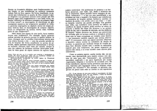 lhava~ na lavanderia obtinham mais freqiientemente rou-
~as Jimpas: os que trabalhavam na sapataria raramente
tI.nham falta de bons sapatos. De forma semelhante, os pa-
eIen~e~ que trabalhava.m na quadra de tenis comum aequi-
pe dirigente e aos pacientes estavam numa posícáo que lhes
permitía jogar mais freqüenternente e eom bolas novas' um
auxi~iar voluntário da biblioteca conseguía em primeiro iugar
os lIvro~ novost"; os encarregados da distribuicáo de gelo
conseguiam manter-se em temperatura agradável no veráo;
o~ paclent~s ernpregados no depósito central de roupas po-
diam vestir-se. bem; os encarregados de comprar cigarros,
doces ou refrigerantes na cantina, muitas vezes recebiam
parte do que compravam'",
Além desses usos diretos de urna tarefa havía também
mui!os uso~ incident~is;4.. Por exemplo, aiguns pacientes
pediam períodos de ginástíca porque no ginásio podiam, as
vezes, conseguir usar os ~olchóes relativamente macios para
u~a soneca durante odia - urna das grandes paixóes da
vl~a _de hospital. I?e forma semelhante, no servíco de ad-
mrssao, alguns pa.cIentes esperavam ansiosamente o servíco
do barbeiro, ~eahzado duas vezes por semana, porque se
U!Ua ~as cadenas da barbearia estivesse desocupada pode-
nam as vezes gozar de alguns minutos de repouso numa
tempo, fri~ar um. ovo, ou, ir ~a cozínha para ccnsertar o encanamentc e
quando nao havia ñscalizucño, pedir que os cozínhetros ñzessem un:
hambvrger ou nos dessem urna garrafa de leite"
S
HECKSTALL-SMJTH, ex-internado na pris50' inglesa de Wormwood
crubs, sugere, op, cít., p. 35:
':P<lssava a maior parte do tempo plantando repolhos e regando 01
ean,telros, de ceb.olas, Corno nunca víamos urna verdura fresca, nos pri-
b
m~lros olas corm tantas cebclas, que tíve medo de que os guardas deseo-
nssem as falhas na ctantacao''.
(72) J?a mesma forma como urna pessoa apaixonada por cinema
pode arranjar um emprego como "lanterninha", e assim receber cutre
recompensa, além do pagamento.
" (73) Devc-se notar que, embora tats esrcrcos possam revelar espr-
lito empre~ndcdor,.o uso particular de material e instrumentos, descrito
por P,lTON, op, cu., p. 119 e SS., num estabejeclmcnto industrial e ce-
mere,lal" t~m_ urna ~cala e lIma, ampfirude que dificilmente os internados
em, tnsututcoes totats podem atmg-r. Para realiz-a~o~s a'nda maís extra-
?,rd.nár.l<ls, _ ~;ovav~lmente pre~isaríamos notar a grande opera~lio de
orgamzacao realizada por militares norte-americanos em parís no ñm
da fase europ~ia da Segunda Grande Guerra. '
. (74) A literatura sobre tnsututczes totais dá alguns belos exemplos
dtsso. Os presos as. vezes preferem o tr abalho no campo ou em granjas,
mesmo durante o mvemo. o que se explica pela posaíbüídede de ficar
fora de casa e fazer exercfc¡o (DENDRICKSON e TROMAS, op, cít., p. 60);
os cursos de ,correspondencIa preferidos sao os de engenharia de estro-
turas como 3Juda para tentativas de fuga (THOM4S GADDIS Birdman o/
A.lc,!traz, New York, New American Lihrary, 1958, p, 31, 'ou cursos de
dlrelto para arr-cnder a aprcsentar sua defesa, e cursos de arte para roubar
as frut<ls ll~adas como modelo (J.F.N, 1797, Corrective Training, Encoun-
ter, X (malO dc 1958), p, 17). KO<iON. op. cit., p. 83 sugere o seguinte
sobr:. o trab<llho em ~a,!Tlro de cO:lcentra~ao:' ,
Em todas as mmUC¡;IS de trabalho, o intercsse dos prisione:ros se
v.oltava. fundamentlllm~nte. p;:¡ra dU<ls coisas: abrigo e fogo. Isso signi~
r1caV<l urna grande corrida cm busca de minúcias desejáveis durante o
Inverno. Os contramestrcs corruptos ganhavam muito para dar servi~os
perto de um local eom fogo. mesmo ao ar Iivre".
184
cadeira confortável. (Os professores de ginástica e os bar-
beiros pensavam, com razáo, que, desde o momento em
que se afastassem, algum paciente tiraria vantagern do am-
biente, utilizando-o - o que era urna possibilidade e uro
problema em todo o hospital.) Os homens que trabalhavam
na lavandería do hospital podiam barbear-se sozinhos no
banheiro do poráo, e de acordo com o seu ritmo - o que,
no hospital, constitui um grande privilégio. Um paciente
mais velho, que trabalhava como porteiro no edifício de
residencia da equipe dirigente, podia recolher as sobras de
alimento e bebida das festas dos diretores, e, no período
quieto do dia, usar o aparelho de televisáo, um dos melhores
do hospital. Alguns pacientes me diziarn que procuravam
ser enviados para os servicos médicos e cirúrgicos porque
nesse caso as vezes conseguiam ser tratados coma doentes
_ um tratamento também sugerido por minhas observa-
-;OOs75. E. interessante notar que alguns pacientes chegavam
a descobrir valores ocultos no tratamento de choque de
insulina: os pacientes que recebiam choque de insulina po-
diam ficar deítados durante toda a manhá na enfermaria
especial. para esse tratarnento, um prazer ímpossível na
maioria das outras, e aí eram tratados como doentes pelas
enferrneíras.
Como se poderia esperar, muitas tarefas dao, aos pa-
cientes, urna oportunidade para manter contato com pes-
soas do sexo para eles "interessante", um ajustamento
secundário explorado e em parte legitimado por muitas
organizacóes religiosas e recreativas da sociedade civil. De
forma semelhante, algumas tarefas permitiarn que duas pes-
soas, separadas pela segregacáo interna do hospital, conse-
guissem uro "encontró'?". Por exemplo, os pacientes che-
gavam um pouco mais cedo ao cinema ou aos espetáculos
, (75) O uso indevido de local para doentes é, naturalmente. um tema
tradicional em instltuicées totais. Ver, por exemplo, a versáo da marlnba.
apresentada por MELVILLE, op, cit., p. 313: .
"No entanto, apesar de rudo ísso, apesar da escurldáo e do fecha-
mento da enfermaría, em que todo suposto inválido poderla trancar-se
até que o médico dissesse que estava bcm, ocorrtam muitos casos, sobre-
tuda durante Iongos períodos de mau tempo, em que marínheircs se fin-
giam de doentes e se submetiam a esse pésslrno hospital, a fim de fugir
do trabalbo duro e das camisas molhadas".
(76) NORMAN, op. cit., p. 44, dá exemplo de prisao inglesa (coro
suas próprias palavras): "O desfile de doentes é a maior farsa que se
conhece; se há vinte pessoas na lista de doentes, pode ser que um deles
esteja realmente doente, mas quase todos os camaradas no desfile de
doentes vao Já porque nao querem trabalhar nesse dia ou combin'Uam
com alguém que querern ver. que está em outro pavilhao e que também
diz que está doente. Essa é urna das únicas maneir;:¡s de marcar um
encontro e ter a certeza de conseguir ficar perto do outro. Nas cadeias
muito grandes, vocé! pode ter um companheiro em outro pavilháo, e é
rnuitO possivel que nao o veja durante todo o tempo da pena; mesmo que
vocé e ele cstejam lá por muitos anos. Por ¡sso, a gcnte prcds:l. fazer
esse tipo de acordo".
185
 