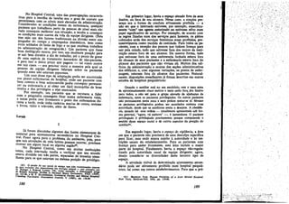 . No Hospital Central, urna das preocupa~óes caracterís-
tIcas .~ara a escolha ~e ~arefa~ era o gran de contato que
perm.ltIssem coro os n~v:ls mais .elevados da administrac;ao.
Consideradas as condicóes usuais da enfermaría, qualquer
paciente que trabalhava perta de pessoas de nivel mais ele-
vado cO.D:eguia· ~elhorar sua situa~o, e tendía a conseguir
as co~difioes mais suaves da vida da equipe dirigente. (Este
tero SIdo uro dos fatores tradicionais na divisao entre em-
pregados do campo e empregados domésticos, bem como
entre soldados ~a linha de fogo e os que recehem trabalhos
na adml;o~strac;ao de retaguarda.) Uro paciente que fosse
boro .daulografo eslava, .por isso, em excelente posícáo para
se Sal! bem ~u:rante o dia de trabalho, até o ponto de' gozar
de urna, especl~. ~e tratamento. honorário de náo-paciente,
e par~ 1550 o uruco preco que pagaya - tal como ocorre
em t315 casos ---: era precisar ouvir a maneira pela qual as
pessoas da equipe dirigente falavam sobre os pacientes
quando estes nao estavam presentes,
l!m caso desse tipo de adaptacáo podia ser encontrado
nas piores enfermarias do hospital, ande um paciente com
bom contato e bom autocontrole podía conseguir permane..
cer na enfermaría e aí obter um fácil monopólio de boas
tarefas e dos privilégios a elas associados.
Por exemplo, um paciente que se recusava a falar
coro o psiquiatra conseguiu ficar numa enfermaria ruim
e assím podía usar livremente o posto das enfermeiras du:
ra~te a tarde, ande tinha cadeíras macias de cauro, revistas
e livros, rádio e televisáo, além de flores, .
Locais
1
Já foram discutidas algumas das fontes elementares de
matenal paraaJustamentos secundários no Hospital Cen-
tral. Passo agora para o problema do ambiente pois para
que tais atividades de vida íntima possam ocorr~r, pr~isam
ocorrer em alg~m local ou alguma regiaoso.
. No Hospital Central, como em muitas institui~
totaís, cada mternado tendia a verificar que seu mundo
estava dividido em tres partes, separadas de, maneira seme..
Ihante para os que estavam na mesma posi~o de privilégio.
d (80) O estudo do uso social de esp~ tem sido reeeateeeáte renova-
JI ~lod·trabalho dos especialistas em etoJOgia aniJnal - por exemplo por
. e ¡ger e Kcnrad Lorenz. Ver, como exemplo o interessante 8rti
de RQBEn SoMMElt, Studies in Personal Space Sodomeh'» XXII (1959ar.
pp. 247-60, e. H. F. ELLENBEKOD.. ZOologiCal darden and :Mental Hospital'
CtI1UIdian Psychialrlc Association Joumal, V (1%0), pp. 136-49. '
188
Em primeiro lugar, havia O espaco situado forade seus
limites ou fora de seu alcance. Nesse caso, a simples pre-
senea era a forma de conduta ativamente proibida - a
nao ser que o internado estivesse, por exemplo, especifica-
mente "com" um agente autorizado ou estivesse ativo num
papel significativo de servíco, Por exemplo, de acordo com
as regras fixadas nurn dos servícos para homens, os pátios
colocados atrás dos servíccs femininos eram proibidos, pre-
surnivelmente como medida de castidade. Para todos os pa-
cientes "com a excecáo dos poucos que tinham Iícenca para
sair peia cidade, tuda que estivesse fora dos muros da insti-
tui~ao estava fora de seu alcance. Da mesma forma, tuda
que estivesse fora de urna enfermaria fechada estava fora
do alcance de seus pacientes e a enfermaría estava fora do
alcance dos pacientes que nác viviamali. Muitos.dos ~di­
ñcios da administracáo e muitas das 'Se~óes administrativas
dos edifícios, e, com algumas varíacñes, os postos de enfer-
magem, estavam fora _do alcance dos pacie~tes. N atural-
mente, dísposicóes semelhantes já foram. descritas em outros
estudos de hospitais psiquiátricos:
Quando o auxiliar está no seu escrit6rio, este e uma ZODa
de aproximadamente cinco metros e meio estño fora, 40s limites
para todos, a nao ser para o grupo elevado de ajudantes da
enfermaría entre os pacientes privilegiados. Os outros pacientes
nao permanecem nessa zona e nem podem sentar-se aí. Mesmo
os pacientes privilegiados podem ser mandados embora com
autoridade, desde que os auxiliares assim o desejem. A obedien-
cia, quando há essa ordem - usualmente apresentada sob for-
ma paternal, "agora, vá embora' -, é instantánea. O paciente
privilegiado é privilegiado precisamente porque compreende o
sentido desse espa~ social e de outros aspectos da posi~o do
auxiliar8(
Ero segundo lugar, havia O espaco de vigilancia, a ~ea
ero que o paciente nao precisav~ ~e u!Da desc:ulpa es~cíflca
para ficar, mas ande estava sujeíto a autOrtdad~ e as res..
tri~óes usuais do estabelecimento. Para o~ pac!entes c,?m
lícenca para andar livremente, essa área jncluía_ a maior
parte do hospital. Finalmente, havia ? esp~~o nao-regula-
rizado pela autoridade usual da equipe dirigente; agora,
desejo considerar as diversidades deste terceiro tipo de
espa~o. . , "
A atividade visível de determinado ajustamento secun-
dário pode ser ativamente proibida num hospital psiquiá-
trico tal como ern outros estabelecimentos. Para que a prá-, ,
(81) BELOAP, han. HumIJ1I Problema 01 a State Mental Hospital.
New York, McGraw·HiU, 1956, pp. 17~.
189
.;:.'
 